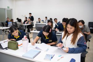 การฝึกอบรม ฝึกอบรม การอบรม อบรม การสัมมนา สัมมนา จัดสัมมนา การสอน สอน วิชา บรรยาย ปฏิบัติ ฝึกปฏิบัติ กิจกรรมกลุ่ม ประชุม ระดมสมอง อภิปราย รายงาน นำเสนอ train training seminar topic course outline proposal group brainstorming workshop discuss discussion content topic syllabus curriculum development วิชา เนื้อหา หัวข้อ รูปแบบ ผู้เข้าอบรม ห้องเรียน ห้องอบรม ห้องประชุม หลักสูตรหัวหน้างาน หลักสูตรพัฒนาหัวหน้างาน หลักสูตรหัวหน้างานยุคใหม่ การบริหาร management หัวหน้างาน supervisor การบังคับบัญชาสำหรับหัวหน้างาน supervisory บทบาทหัวหน้างาน บทบาทและหน้าที่หัวหน้างาน supervisory skill การแก้ปัญหาและตัดสินใจ problem solving problem solving and decision making การบริหารความขัดแย้ง conflict conflict management การเป็นผู้นำ leadership ผู้นำ leader โค้ช coach การสอนงาน coaching การสั่งการ การสั่งงาน directing การมอบหมายงาน delegation การควบคุมงาน controlling การจูงใจ การจูงใจผู้ใต้บังคับบัญชา การจูงใจลูกน้อง motivation การประเมินผลการปฏิบัติงาน performance appraisal การบริหารทรัพยากรบุคคล human resource management งานด้านบุคคล hr human resource การบริหารทรัพยากรมนุษย์ การพัฒนาบุคลากร แผนการฝึกอบรมประจำปี training training road map การรักษาบุคลากร engagement การรักษาคนเก่ง talent retention การคิดอย่างเป็นระบบ systematic thinking การคิดสร้างสรรค์ creative thinking การทำงานเป็นทีม team teamwork การสื่อสาร communication การประสานงาน cooperation การเจรจาต่อรอง negotiation การนำเสนอ present presentation presentation skill presentation technique การวางแผน plan planning การจัดลำดับความสำคัญของงาน priority setting การให้คำปรึกษา counseling การเป็นพี่เลี้ยง พี่เลี้ยง mentor mentoring การสัมภาษณ์พนักงาน interview interviewing ความฉลาดทางอารมณ์ E.Q. e.q. 5ส 5s การเพิ่มผลผลิต productivity การลดต้นทุน cost cost reduction การขาย sales การตลาด marketing การให้บริการ service service mind การบริหารลูกค้าสัมพันธ์ crm customer relationship management การบริหารเชิงกลยุทธ์ strategic management การวางแผนกลยุทธ์ strategic planning การกำหนดตัวชี้วัดในการทำงาน kpi การบริหารเวลา time management โหงวเฮ้ง kaizen บริษัท ไอเดียล อินโนเวชั่น จำกัด ไอเดียลอินโนเวชั่น วิชิต สุรพนานนท์ชัย ดร.วิชิต สุรพนานนท์ชัย วิทยากร อาจารย์ ด๊อกเตอร์ ดร. บริษัทวางระบบองค์กร วางระบบองค์กร วางระบบบริษัท รับวางระบบบริษัท บริษัทวางระบบ การวางระบบบริษัท บริษัทที่ปรึกษา บริษัทวางระบบด้านงานบุคคล ที่ปรึกษา งานที่ปรึกษา ที่ปรึกษาด้าน hr บริษัทที่ปรึกษาด้าน hr ที่ปรึกษา hr ปรึกษา hr ที่ปรึกษางาน hr ที่ปรึกษาด้านทรัพยากรบุคคล บริษัท hr consultant บริษัทที่ปรึกษาด้าน hrd ที่ปรึกษา hrd ปรึกษา hrd ที่ปรึกษางาน hrd บริษัทที่ปรึกษาธุรกิจ บริษัทที่ปรึกษาจำกัด ที่ปรึกษาองค์กร บริษัทรับวางระบบ วางระบบด้านงานบุคคล วางระบบด้านการบริหาร วางระบบด้าน hr งานด้าน hr ผู้เชี่ยวชาญด้าน hr ที่ปรึกษาด้านการขาย วางระบบด้านการขาย ที่ปรึกษาด้านการตลาด วางระบบด้านการตลาด ที่ปรึกษาด้านบัญชี วางระบบด้านบัญชี ที่ปรึกษาด้านการเงิน วางระบบด้านการเงิน ที่ปรึกษาด้านบริการ วางระบบด้านบริการ DeepSeek Gemini ChatGPT