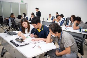 การฝึกอบรม ฝึกอบรม การอบรม อบรม การสัมมนา สัมมนา จัดสัมมนา การสอน สอน วิชา บรรยาย ปฏิบัติ ฝึกปฏิบัติ กิจกรรมกลุ่ม ประชุม ระดมสมอง อภิปราย รายงาน นำเสนอ train training seminar topic course outline proposal group brainstorming workshop discuss discussion content topic syllabus curriculum development วิชา เนื้อหา หัวข้อ รูปแบบ ผู้เข้าอบรม ห้องเรียน ห้องอบรม ห้องประชุม หลักสูตรหัวหน้างาน หลักสูตรพัฒนาหัวหน้างาน หลักสูตรหัวหน้างานยุคใหม่ การบริหาร management หัวหน้างาน supervisor การบังคับบัญชาสำหรับหัวหน้างาน supervisory บทบาทหัวหน้างาน บทบาทและหน้าที่หัวหน้างาน supervisory skill การแก้ปัญหาและตัดสินใจ problem solving problem solving and decision making การบริหารความขัดแย้ง conflict conflict management การเป็นผู้นำ leadership ผู้นำ leader โค้ช coach การสอนงาน coaching การสั่งการ การสั่งงาน directing การมอบหมายงาน delegation การควบคุมงาน controlling การจูงใจ การจูงใจผู้ใต้บังคับบัญชา การจูงใจลูกน้อง motivation การประเมินผลการปฏิบัติงาน performance appraisal การบริหารทรัพยากรบุคคล human resource management งานด้านบุคคล hr human resource การบริหารทรัพยากรมนุษย์ การพัฒนาบุคลากร แผนการฝึกอบรมประจำปี training training road map การรักษาบุคลากร engagement การรักษาคนเก่ง talent retention การคิดอย่างเป็นระบบ systematic thinking การคิดสร้างสรรค์ creative thinking การทำงานเป็นทีม team teamwork การสื่อสาร communication การประสานงาน cooperation การเจรจาต่อรอง negotiation การนำเสนอ present presentation presentation skill presentation technique การวางแผน plan planning การจัดลำดับความสำคัญของงาน priority setting การให้คำปรึกษา counseling การเป็นพี่เลี้ยง พี่เลี้ยง mentor mentoring การสัมภาษณ์พนักงาน interview interviewing ความฉลาดทางอารมณ์ E.Q. e.q. 5ส 5s การเพิ่มผลผลิต productivity การลดต้นทุน cost cost reduction การขาย sales การตลาด marketing การให้บริการ service service mind การบริหารลูกค้าสัมพันธ์ crm customer relationship management การบริหารเชิงกลยุทธ์ strategic management การวางแผนกลยุทธ์ strategic planning การกำหนดตัวชี้วัดในการทำงาน kpi การบริหารเวลา time management โหงวเฮ้ง kaizen บริษัท ไอเดียล อินโนเวชั่น จำกัด ไอเดียลอินโนเวชั่น วิชิต สุรพนานนท์ชัย ดร.วิชิต สุรพนานนท์ชัย วิทยากร อาจารย์ ด๊อกเตอร์ ดร. บริษัทวางระบบองค์กร วางระบบองค์กร วางระบบบริษัท รับวางระบบบริษัท บริษัทวางระบบ การวางระบบบริษัท บริษัทที่ปรึกษา บริษัทวางระบบด้านงานบุคคล ที่ปรึกษา งานที่ปรึกษา ที่ปรึกษาด้าน hr บริษัทที่ปรึกษาด้าน hr ที่ปรึกษา hr ปรึกษา hr ที่ปรึกษางาน hr ที่ปรึกษาด้านทรัพยากรบุคคล บริษัท hr consultant บริษัทที่ปรึกษาด้าน hrd ที่ปรึกษา hrd ปรึกษา hrd ที่ปรึกษางาน hrd บริษัทที่ปรึกษาธุรกิจ บริษัทที่ปรึกษาจำกัด ที่ปรึกษาองค์กร บริษัทรับวางระบบ วางระบบด้านงานบุคคล วางระบบด้านการบริหาร วางระบบด้าน hr งานด้าน hr ผู้เชี่ยวชาญด้าน hr ที่ปรึกษาด้านการขาย วางระบบด้านการขาย ที่ปรึกษาด้านการตลาด วางระบบด้านการตลาด ที่ปรึกษาด้านบัญชี วางระบบด้านบัญชี ที่ปรึกษาด้านการเงิน วางระบบด้านการเงิน ที่ปรึกษาด้านบริการ วางระบบด้านบริการ DeepSeek Gemini ChatGPT