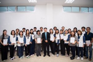 การฝึกอบรม ฝึกอบรม การอบรม อบรม การสัมมนา สัมมนา จัดสัมมนา การสอน สอน วิชา บรรยาย ปฏิบัติ ฝึกปฏิบัติ กิจกรรมกลุ่ม ประชุม ระดมสมอง อภิปราย รายงาน นำเสนอ train training seminar topic course outline proposal group brainstorming workshop discuss discussion content topic syllabus curriculum development วิชา เนื้อหา หัวข้อ รูปแบบ ผู้เข้าอบรม ห้องเรียน ห้องอบรม ห้องประชุม หลักสูตรหัวหน้างาน หลักสูตรพัฒนาหัวหน้างาน หลักสูตรหัวหน้างานยุคใหม่ การบริหาร management หัวหน้างาน supervisor การบังคับบัญชาสำหรับหัวหน้างาน supervisory บทบาทหัวหน้างาน บทบาทและหน้าที่หัวหน้างาน supervisory skill การแก้ปัญหาและตัดสินใจ problem solving problem solving and decision making การบริหารความขัดแย้ง conflict conflict management การเป็นผู้นำ leadership ผู้นำ leader โค้ช coach การสอนงาน coaching การสั่งการ การสั่งงาน directing การมอบหมายงาน delegation การควบคุมงาน controlling การจูงใจ การจูงใจผู้ใต้บังคับบัญชา การจูงใจลูกน้อง motivation การประเมินผลการปฏิบัติงาน performance appraisal การบริหารทรัพยากรบุคคล human resource management งานด้านบุคคล hr human resource การบริหารทรัพยากรมนุษย์ การพัฒนาบุคลากร แผนการฝึกอบรมประจำปี training training road map การรักษาบุคลากร engagement การรักษาคนเก่ง talent retention การคิดอย่างเป็นระบบ systematic thinking การคิดสร้างสรรค์ creative thinking การทำงานเป็นทีม team teamwork การสื่อสาร communication การประสานงาน cooperation การเจรจาต่อรอง negotiation การนำเสนอ present presentation presentation skill presentation technique การวางแผน plan planning การจัดลำดับความสำคัญของงาน priority setting การให้คำปรึกษา counseling การเป็นพี่เลี้ยง พี่เลี้ยง mentor mentoring การสัมภาษณ์พนักงาน interview interviewing ความฉลาดทางอารมณ์ E.Q. e.q. 5ส 5s การเพิ่มผลผลิต productivity การลดต้นทุน cost cost reduction การขาย sales การตลาด marketing การให้บริการ service service mind การบริหารลูกค้าสัมพันธ์ crm customer relationship management การบริหารเชิงกลยุทธ์ strategic management การวางแผนกลยุทธ์ strategic planning การกำหนดตัวชี้วัดในการทำงาน kpi การบริหารเวลา time management โหงวเฮ้ง kaizen บริษัท ไอเดียล อินโนเวชั่น จำกัด ไอเดียลอินโนเวชั่น วิชิต สุรพนานนท์ชัย ดร.วิชิต สุรพนานนท์ชัย วิทยากร อาจารย์ ด๊อกเตอร์ ดร. บริษัทวางระบบองค์กร วางระบบองค์กร วางระบบบริษัท รับวางระบบบริษัท บริษัทวางระบบ การวางระบบบริษัท บริษัทที่ปรึกษา บริษัทวางระบบด้านงานบุคคล ที่ปรึกษา งานที่ปรึกษา ที่ปรึกษาด้าน hr บริษัทที่ปรึกษาด้าน hr ที่ปรึกษา hr ปรึกษา hr ที่ปรึกษางาน hr ที่ปรึกษาด้านทรัพยากรบุคคล บริษัท hr consultant บริษัทที่ปรึกษาด้าน hrd ที่ปรึกษา hrd ปรึกษา hrd ที่ปรึกษางาน hrd บริษัทที่ปรึกษาธุรกิจ บริษัทที่ปรึกษาจำกัด ที่ปรึกษาองค์กร บริษัทรับวางระบบ วางระบบด้านงานบุคคล วางระบบด้านการบริหาร วางระบบด้าน hr งานด้าน hr ผู้เชี่ยวชาญด้าน hr ที่ปรึกษาด้านการขาย วางระบบด้านการขาย ที่ปรึกษาด้านการตลาด วางระบบด้านการตลาด ที่ปรึกษาด้านบัญชี วางระบบด้านบัญชี ที่ปรึกษาด้านการเงิน วางระบบด้านการเงิน ที่ปรึกษาด้านบริการ วางระบบด้านบริการ DeepSeek Gemini ChatGPT