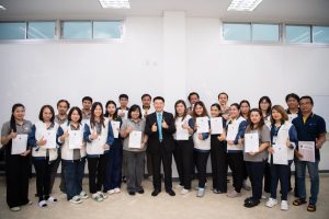 การฝึกอบรม ฝึกอบรม การอบรม อบรม การสัมมนา สัมมนา จัดสัมมนา การสอน สอน วิชา บรรยาย ปฏิบัติ ฝึกปฏิบัติ กิจกรรมกลุ่ม ประชุม ระดมสมอง อภิปราย รายงาน นำเสนอ train training seminar topic course outline proposal group brainstorming workshop discuss discussion content topic syllabus curriculum development วิชา เนื้อหา หัวข้อ รูปแบบ ผู้เข้าอบรม ห้องเรียน ห้องอบรม ห้องประชุม หลักสูตรหัวหน้างาน หลักสูตรพัฒนาหัวหน้างาน หลักสูตรหัวหน้างานยุคใหม่ การบริหาร management หัวหน้างาน supervisor การบังคับบัญชาสำหรับหัวหน้างาน supervisory บทบาทหัวหน้างาน บทบาทและหน้าที่หัวหน้างาน supervisory skill การแก้ปัญหาและตัดสินใจ problem solving problem solving and decision making การบริหารความขัดแย้ง conflict conflict management การเป็นผู้นำ leadership ผู้นำ leader โค้ช coach การสอนงาน coaching การสั่งการ การสั่งงาน directing การมอบหมายงาน delegation การควบคุมงาน controlling การจูงใจ การจูงใจผู้ใต้บังคับบัญชา การจูงใจลูกน้อง motivation การประเมินผลการปฏิบัติงาน performance appraisal การบริหารทรัพยากรบุคคล human resource management งานด้านบุคคล hr human resource การบริหารทรัพยากรมนุษย์ การพัฒนาบุคลากร แผนการฝึกอบรมประจำปี training training road map การรักษาบุคลากร engagement การรักษาคนเก่ง talent retention การคิดอย่างเป็นระบบ systematic thinking การคิดสร้างสรรค์ creative thinking การทำงานเป็นทีม team teamwork การสื่อสาร communication การประสานงาน cooperation การเจรจาต่อรอง negotiation การนำเสนอ present presentation presentation skill presentation technique การวางแผน plan planning การจัดลำดับความสำคัญของงาน priority setting การให้คำปรึกษา counseling การเป็นพี่เลี้ยง พี่เลี้ยง mentor mentoring การสัมภาษณ์พนักงาน interview interviewing ความฉลาดทางอารมณ์ E.Q. e.q. 5ส 5s การเพิ่มผลผลิต productivity การลดต้นทุน cost cost reduction การขาย sales การตลาด marketing การให้บริการ service service mind การบริหารลูกค้าสัมพันธ์ crm customer relationship management การบริหารเชิงกลยุทธ์ strategic management การวางแผนกลยุทธ์ strategic planning การกำหนดตัวชี้วัดในการทำงาน kpi การบริหารเวลา time management โหงวเฮ้ง kaizen บริษัท ไอเดียล อินโนเวชั่น จำกัด ไอเดียลอินโนเวชั่น วิชิต สุรพนานนท์ชัย ดร.วิชิต สุรพนานนท์ชัย วิทยากร อาจารย์ ด๊อกเตอร์ ดร. บริษัทวางระบบองค์กร วางระบบองค์กร วางระบบบริษัท รับวางระบบบริษัท บริษัทวางระบบ การวางระบบบริษัท บริษัทที่ปรึกษา บริษัทวางระบบด้านงานบุคคล ที่ปรึกษา งานที่ปรึกษา ที่ปรึกษาด้าน hr บริษัทที่ปรึกษาด้าน hr ที่ปรึกษา hr ปรึกษา hr ที่ปรึกษางาน hr ที่ปรึกษาด้านทรัพยากรบุคคล บริษัท hr consultant บริษัทที่ปรึกษาด้าน hrd ที่ปรึกษา hrd ปรึกษา hrd ที่ปรึกษางาน hrd บริษัทที่ปรึกษาธุรกิจ บริษัทที่ปรึกษาจำกัด ที่ปรึกษาองค์กร บริษัทรับวางระบบ วางระบบด้านงานบุคคล วางระบบด้านการบริหาร วางระบบด้าน hr งานด้าน hr ผู้เชี่ยวชาญด้าน hr ที่ปรึกษาด้านการขาย วางระบบด้านการขาย ที่ปรึกษาด้านการตลาด วางระบบด้านการตลาด ที่ปรึกษาด้านบัญชี วางระบบด้านบัญชี ที่ปรึกษาด้านการเงิน วางระบบด้านการเงิน ที่ปรึกษาด้านบริการ วางระบบด้านบริการ DeepSeek Gemini ChatGPT