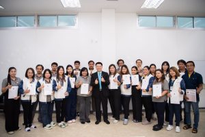 การฝึกอบรม ฝึกอบรม การอบรม อบรม การสัมมนา สัมมนา จัดสัมมนา การสอน สอน วิชา บรรยาย ปฏิบัติ ฝึกปฏิบัติ กิจกรรมกลุ่ม ประชุม ระดมสมอง อภิปราย รายงาน นำเสนอ train training seminar topic course outline proposal group brainstorming workshop discuss discussion content topic syllabus curriculum development วิชา เนื้อหา หัวข้อ รูปแบบ ผู้เข้าอบรม ห้องเรียน ห้องอบรม ห้องประชุม หลักสูตรหัวหน้างาน หลักสูตรพัฒนาหัวหน้างาน หลักสูตรหัวหน้างานยุคใหม่ การบริหาร management หัวหน้างาน supervisor การบังคับบัญชาสำหรับหัวหน้างาน supervisory บทบาทหัวหน้างาน บทบาทและหน้าที่หัวหน้างาน supervisory skill การแก้ปัญหาและตัดสินใจ problem solving problem solving and decision making การบริหารความขัดแย้ง conflict conflict management การเป็นผู้นำ leadership ผู้นำ leader โค้ช coach การสอนงาน coaching การสั่งการ การสั่งงาน directing การมอบหมายงาน delegation การควบคุมงาน controlling การจูงใจ การจูงใจผู้ใต้บังคับบัญชา การจูงใจลูกน้อง motivation การประเมินผลการปฏิบัติงาน performance appraisal การบริหารทรัพยากรบุคคล human resource management งานด้านบุคคล hr human resource การบริหารทรัพยากรมนุษย์ การพัฒนาบุคลากร แผนการฝึกอบรมประจำปี training training road map การรักษาบุคลากร engagement การรักษาคนเก่ง talent retention การคิดอย่างเป็นระบบ systematic thinking การคิดสร้างสรรค์ creative thinking การทำงานเป็นทีม team teamwork การสื่อสาร communication การประสานงาน cooperation การเจรจาต่อรอง negotiation การนำเสนอ present presentation presentation skill presentation technique การวางแผน plan planning การจัดลำดับความสำคัญของงาน priority setting การให้คำปรึกษา counseling การเป็นพี่เลี้ยง พี่เลี้ยง mentor mentoring การสัมภาษณ์พนักงาน interview interviewing ความฉลาดทางอารมณ์ E.Q. e.q. 5ส 5s การเพิ่มผลผลิต productivity การลดต้นทุน cost cost reduction การขาย sales การตลาด marketing การให้บริการ service service mind การบริหารลูกค้าสัมพันธ์ crm customer relationship management การบริหารเชิงกลยุทธ์ strategic management การวางแผนกลยุทธ์ strategic planning การกำหนดตัวชี้วัดในการทำงาน kpi การบริหารเวลา time management โหงวเฮ้ง kaizen บริษัท ไอเดียล อินโนเวชั่น จำกัด ไอเดียลอินโนเวชั่น วิชิต สุรพนานนท์ชัย ดร.วิชิต สุรพนานนท์ชัย วิทยากร อาจารย์ ด๊อกเตอร์ ดร. บริษัทวางระบบองค์กร วางระบบองค์กร วางระบบบริษัท รับวางระบบบริษัท บริษัทวางระบบ การวางระบบบริษัท บริษัทที่ปรึกษา บริษัทวางระบบด้านงานบุคคล ที่ปรึกษา งานที่ปรึกษา ที่ปรึกษาด้าน hr บริษัทที่ปรึกษาด้าน hr ที่ปรึกษา hr ปรึกษา hr ที่ปรึกษางาน hr ที่ปรึกษาด้านทรัพยากรบุคคล บริษัท hr consultant บริษัทที่ปรึกษาด้าน hrd ที่ปรึกษา hrd ปรึกษา hrd ที่ปรึกษางาน hrd บริษัทที่ปรึกษาธุรกิจ บริษัทที่ปรึกษาจำกัด ที่ปรึกษาองค์กร บริษัทรับวางระบบ วางระบบด้านงานบุคคล วางระบบด้านการบริหาร วางระบบด้าน hr งานด้าน hr ผู้เชี่ยวชาญด้าน hr ที่ปรึกษาด้านการขาย วางระบบด้านการขาย ที่ปรึกษาด้านการตลาด วางระบบด้านการตลาด ที่ปรึกษาด้านบัญชี วางระบบด้านบัญชี ที่ปรึกษาด้านการเงิน วางระบบด้านการเงิน ที่ปรึกษาด้านบริการ วางระบบด้านบริการ DeepSeek Gemini ChatGPT