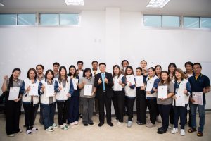 การฝึกอบรม ฝึกอบรม การอบรม อบรม การสัมมนา สัมมนา จัดสัมมนา การสอน สอน วิชา บรรยาย ปฏิบัติ ฝึกปฏิบัติ กิจกรรมกลุ่ม ประชุม ระดมสมอง อภิปราย รายงาน นำเสนอ train training seminar topic course outline proposal group brainstorming workshop discuss discussion content topic syllabus curriculum development วิชา เนื้อหา หัวข้อ รูปแบบ ผู้เข้าอบรม ห้องเรียน ห้องอบรม ห้องประชุม หลักสูตรหัวหน้างาน หลักสูตรพัฒนาหัวหน้างาน หลักสูตรหัวหน้างานยุคใหม่ การบริหาร management หัวหน้างาน supervisor การบังคับบัญชาสำหรับหัวหน้างาน supervisory บทบาทหัวหน้างาน บทบาทและหน้าที่หัวหน้างาน supervisory skill การแก้ปัญหาและตัดสินใจ problem solving problem solving and decision making การบริหารความขัดแย้ง conflict conflict management การเป็นผู้นำ leadership ผู้นำ leader โค้ช coach การสอนงาน coaching การสั่งการ การสั่งงาน directing การมอบหมายงาน delegation การควบคุมงาน controlling การจูงใจ การจูงใจผู้ใต้บังคับบัญชา การจูงใจลูกน้อง motivation การประเมินผลการปฏิบัติงาน performance appraisal การบริหารทรัพยากรบุคคล human resource management งานด้านบุคคล hr human resource การบริหารทรัพยากรมนุษย์ การพัฒนาบุคลากร แผนการฝึกอบรมประจำปี training training road map การรักษาบุคลากร engagement การรักษาคนเก่ง talent retention การคิดอย่างเป็นระบบ systematic thinking การคิดสร้างสรรค์ creative thinking การทำงานเป็นทีม team teamwork การสื่อสาร communication การประสานงาน cooperation การเจรจาต่อรอง negotiation การนำเสนอ present presentation presentation skill presentation technique การวางแผน plan planning การจัดลำดับความสำคัญของงาน priority setting การให้คำปรึกษา counseling การเป็นพี่เลี้ยง พี่เลี้ยง mentor mentoring การสัมภาษณ์พนักงาน interview interviewing ความฉลาดทางอารมณ์ E.Q. e.q. 5ส 5s การเพิ่มผลผลิต productivity การลดต้นทุน cost cost reduction การขาย sales การตลาด marketing การให้บริการ service service mind การบริหารลูกค้าสัมพันธ์ crm customer relationship management การบริหารเชิงกลยุทธ์ strategic management การวางแผนกลยุทธ์ strategic planning การกำหนดตัวชี้วัดในการทำงาน kpi การบริหารเวลา time management โหงวเฮ้ง kaizen บริษัท ไอเดียล อินโนเวชั่น จำกัด ไอเดียลอินโนเวชั่น วิชิต สุรพนานนท์ชัย ดร.วิชิต สุรพนานนท์ชัย วิทยากร อาจารย์ ด๊อกเตอร์ ดร. บริษัทวางระบบองค์กร วางระบบองค์กร วางระบบบริษัท รับวางระบบบริษัท บริษัทวางระบบ การวางระบบบริษัท บริษัทที่ปรึกษา บริษัทวางระบบด้านงานบุคคล ที่ปรึกษา งานที่ปรึกษา ที่ปรึกษาด้าน hr บริษัทที่ปรึกษาด้าน hr ที่ปรึกษา hr ปรึกษา hr ที่ปรึกษางาน hr ที่ปรึกษาด้านทรัพยากรบุคคล บริษัท hr consultant บริษัทที่ปรึกษาด้าน hrd ที่ปรึกษา hrd ปรึกษา hrd ที่ปรึกษางาน hrd บริษัทที่ปรึกษาธุรกิจ บริษัทที่ปรึกษาจำกัด ที่ปรึกษาองค์กร บริษัทรับวางระบบ วางระบบด้านงานบุคคล วางระบบด้านการบริหาร วางระบบด้าน hr งานด้าน hr ผู้เชี่ยวชาญด้าน hr ที่ปรึกษาด้านการขาย วางระบบด้านการขาย ที่ปรึกษาด้านการตลาด วางระบบด้านการตลาด ที่ปรึกษาด้านบัญชี วางระบบด้านบัญชี ที่ปรึกษาด้านการเงิน วางระบบด้านการเงิน ที่ปรึกษาด้านบริการ วางระบบด้านบริการ DeepSeek Gemini ChatGPT