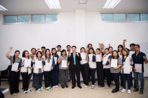 การฝึกอบรม ฝึกอบรม การอบรม อบรม การสัมมนา สัมมนา จัดสัมมนา การสอน สอน วิชา บรรยาย ปฏิบัติ ฝึกปฏิบัติ กิจกรรมกลุ่ม ประชุม ระดมสมอง อภิปราย รายงาน นำเสนอ train training seminar topic course outline proposal group brainstorming workshop discuss discussion content topic syllabus curriculum development วิชา เนื้อหา หัวข้อ รูปแบบ ผู้เข้าอบรม ห้องเรียน ห้องอบรม ห้องประชุม หลักสูตรหัวหน้างาน หลักสูตรพัฒนาหัวหน้างาน หลักสูตรหัวหน้างานยุคใหม่ การบริหาร management หัวหน้างาน supervisor การบังคับบัญชาสำหรับหัวหน้างาน supervisory บทบาทหัวหน้างาน บทบาทและหน้าที่หัวหน้างาน supervisory skill การแก้ปัญหาและตัดสินใจ problem solving problem solving and decision making การบริหารความขัดแย้ง conflict conflict management การเป็นผู้นำ leadership ผู้นำ leader โค้ช coach การสอนงาน coaching การสั่งการ การสั่งงาน directing การมอบหมายงาน delegation การควบคุมงาน controlling การจูงใจ การจูงใจผู้ใต้บังคับบัญชา การจูงใจลูกน้อง motivation การประเมินผลการปฏิบัติงาน performance appraisal การบริหารทรัพยากรบุคคล human resource management งานด้านบุคคล hr human resource การบริหารทรัพยากรมนุษย์ การพัฒนาบุคลากร แผนการฝึกอบรมประจำปี training training road map การรักษาบุคลากร engagement การรักษาคนเก่ง talent retention การคิดอย่างเป็นระบบ systematic thinking การคิดสร้างสรรค์ creative thinking การทำงานเป็นทีม team teamwork การสื่อสาร communication การประสานงาน cooperation การเจรจาต่อรอง negotiation การนำเสนอ present presentation presentation skill presentation technique การวางแผน plan planning การจัดลำดับความสำคัญของงาน priority setting การให้คำปรึกษา counseling การเป็นพี่เลี้ยง พี่เลี้ยง mentor mentoring การสัมภาษณ์พนักงาน interview interviewing ความฉลาดทางอารมณ์ E.Q. e.q. 5ส 5s การเพิ่มผลผลิต productivity การลดต้นทุน cost cost reduction การขาย sales การตลาด marketing การให้บริการ service service mind การบริหารลูกค้าสัมพันธ์ crm customer relationship management การบริหารเชิงกลยุทธ์ strategic management การวางแผนกลยุทธ์ strategic planning การกำหนดตัวชี้วัดในการทำงาน kpi การบริหารเวลา time management โหงวเฮ้ง kaizen บริษัท ไอเดียล อินโนเวชั่น จำกัด ไอเดียลอินโนเวชั่น วิชิต สุรพนานนท์ชัย ดร.วิชิต สุรพนานนท์ชัย วิทยากร อาจารย์ ด๊อกเตอร์ ดร. บริษัทวางระบบองค์กร วางระบบองค์กร วางระบบบริษัท รับวางระบบบริษัท บริษัทวางระบบ การวางระบบบริษัท บริษัทที่ปรึกษา บริษัทวางระบบด้านงานบุคคล ที่ปรึกษา งานที่ปรึกษา ที่ปรึกษาด้าน hr บริษัทที่ปรึกษาด้าน hr ที่ปรึกษา hr ปรึกษา hr ที่ปรึกษางาน hr ที่ปรึกษาด้านทรัพยากรบุคคล บริษัท hr consultant บริษัทที่ปรึกษาด้าน hrd ที่ปรึกษา hrd ปรึกษา hrd ที่ปรึกษางาน hrd บริษัทที่ปรึกษาธุรกิจ บริษัทที่ปรึกษาจำกัด ที่ปรึกษาองค์กร บริษัทรับวางระบบ วางระบบด้านงานบุคคล วางระบบด้านการบริหาร วางระบบด้าน hr งานด้าน hr ผู้เชี่ยวชาญด้าน hr ที่ปรึกษาด้านการขาย วางระบบด้านการขาย ที่ปรึกษาด้านการตลาด วางระบบด้านการตลาด ที่ปรึกษาด้านบัญชี วางระบบด้านบัญชี ที่ปรึกษาด้านการเงิน วางระบบด้านการเงิน ที่ปรึกษาด้านบริการ วางระบบด้านบริการ DeepSeek Gemini ChatGPT