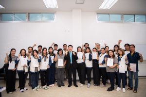 การฝึกอบรม ฝึกอบรม การอบรม อบรม การสัมมนา สัมมนา จัดสัมมนา การสอน สอน วิชา บรรยาย ปฏิบัติ ฝึกปฏิบัติ กิจกรรมกลุ่ม ประชุม ระดมสมอง อภิปราย รายงาน นำเสนอ train training seminar topic course outline proposal group brainstorming workshop discuss discussion content topic syllabus curriculum development วิชา เนื้อหา หัวข้อ รูปแบบ ผู้เข้าอบรม ห้องเรียน ห้องอบรม ห้องประชุม หลักสูตรหัวหน้างาน หลักสูตรพัฒนาหัวหน้างาน หลักสูตรหัวหน้างานยุคใหม่ การบริหาร management หัวหน้างาน supervisor การบังคับบัญชาสำหรับหัวหน้างาน supervisory บทบาทหัวหน้างาน บทบาทและหน้าที่หัวหน้างาน supervisory skill การแก้ปัญหาและตัดสินใจ problem solving problem solving and decision making การบริหารความขัดแย้ง conflict conflict management การเป็นผู้นำ leadership ผู้นำ leader โค้ช coach การสอนงาน coaching การสั่งการ การสั่งงาน directing การมอบหมายงาน delegation การควบคุมงาน controlling การจูงใจ การจูงใจผู้ใต้บังคับบัญชา การจูงใจลูกน้อง motivation การประเมินผลการปฏิบัติงาน performance appraisal การบริหารทรัพยากรบุคคล human resource management งานด้านบุคคล hr human resource การบริหารทรัพยากรมนุษย์ การพัฒนาบุคลากร แผนการฝึกอบรมประจำปี training training road map การรักษาบุคลากร engagement การรักษาคนเก่ง talent retention การคิดอย่างเป็นระบบ systematic thinking การคิดสร้างสรรค์ creative thinking การทำงานเป็นทีม team teamwork การสื่อสาร communication การประสานงาน cooperation การเจรจาต่อรอง negotiation การนำเสนอ present presentation presentation skill presentation technique การวางแผน plan planning การจัดลำดับความสำคัญของงาน priority setting การให้คำปรึกษา counseling การเป็นพี่เลี้ยง พี่เลี้ยง mentor mentoring การสัมภาษณ์พนักงาน interview interviewing ความฉลาดทางอารมณ์ E.Q. e.q. 5ส 5s การเพิ่มผลผลิต productivity การลดต้นทุน cost cost reduction การขาย sales การตลาด marketing การให้บริการ service service mind การบริหารลูกค้าสัมพันธ์ crm customer relationship management การบริหารเชิงกลยุทธ์ strategic management การวางแผนกลยุทธ์ strategic planning การกำหนดตัวชี้วัดในการทำงาน kpi การบริหารเวลา time management โหงวเฮ้ง kaizen บริษัท ไอเดียล อินโนเวชั่น จำกัด ไอเดียลอินโนเวชั่น วิชิต สุรพนานนท์ชัย ดร.วิชิต สุรพนานนท์ชัย วิทยากร อาจารย์ ด๊อกเตอร์ ดร. บริษัทวางระบบองค์กร วางระบบองค์กร วางระบบบริษัท รับวางระบบบริษัท บริษัทวางระบบ การวางระบบบริษัท บริษัทที่ปรึกษา บริษัทวางระบบด้านงานบุคคล ที่ปรึกษา งานที่ปรึกษา ที่ปรึกษาด้าน hr บริษัทที่ปรึกษาด้าน hr ที่ปรึกษา hr ปรึกษา hr ที่ปรึกษางาน hr ที่ปรึกษาด้านทรัพยากรบุคคล บริษัท hr consultant บริษัทที่ปรึกษาด้าน hrd ที่ปรึกษา hrd ปรึกษา hrd ที่ปรึกษางาน hrd บริษัทที่ปรึกษาธุรกิจ บริษัทที่ปรึกษาจำกัด ที่ปรึกษาองค์กร บริษัทรับวางระบบ วางระบบด้านงานบุคคล วางระบบด้านการบริหาร วางระบบด้าน hr งานด้าน hr ผู้เชี่ยวชาญด้าน hr ที่ปรึกษาด้านการขาย วางระบบด้านการขาย ที่ปรึกษาด้านการตลาด วางระบบด้านการตลาด ที่ปรึกษาด้านบัญชี วางระบบด้านบัญชี ที่ปรึกษาด้านการเงิน วางระบบด้านการเงิน ที่ปรึกษาด้านบริการ วางระบบด้านบริการ DeepSeek Gemini ChatGPT