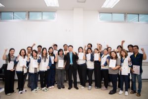 การฝึกอบรม ฝึกอบรม การอบรม อบรม การสัมมนา สัมมนา จัดสัมมนา การสอน สอน วิชา บรรยาย ปฏิบัติ ฝึกปฏิบัติ กิจกรรมกลุ่ม ประชุม ระดมสมอง อภิปราย รายงาน นำเสนอ train training seminar topic course outline proposal group brainstorming workshop discuss discussion content topic syllabus curriculum development วิชา เนื้อหา หัวข้อ รูปแบบ ผู้เข้าอบรม ห้องเรียน ห้องอบรม ห้องประชุม หลักสูตรหัวหน้างาน หลักสูตรพัฒนาหัวหน้างาน หลักสูตรหัวหน้างานยุคใหม่ การบริหาร management หัวหน้างาน supervisor การบังคับบัญชาสำหรับหัวหน้างาน supervisory บทบาทหัวหน้างาน บทบาทและหน้าที่หัวหน้างาน supervisory skill การแก้ปัญหาและตัดสินใจ problem solving problem solving and decision making การบริหารความขัดแย้ง conflict conflict management การเป็นผู้นำ leadership ผู้นำ leader โค้ช coach การสอนงาน coaching การสั่งการ การสั่งงาน directing การมอบหมายงาน delegation การควบคุมงาน controlling การจูงใจ การจูงใจผู้ใต้บังคับบัญชา การจูงใจลูกน้อง motivation การประเมินผลการปฏิบัติงาน performance appraisal การบริหารทรัพยากรบุคคล human resource management งานด้านบุคคล hr human resource การบริหารทรัพยากรมนุษย์ การพัฒนาบุคลากร แผนการฝึกอบรมประจำปี training training road map การรักษาบุคลากร engagement การรักษาคนเก่ง talent retention การคิดอย่างเป็นระบบ systematic thinking การคิดสร้างสรรค์ creative thinking การทำงานเป็นทีม team teamwork การสื่อสาร communication การประสานงาน cooperation การเจรจาต่อรอง negotiation การนำเสนอ present presentation presentation skill presentation technique การวางแผน plan planning การจัดลำดับความสำคัญของงาน priority setting การให้คำปรึกษา counseling การเป็นพี่เลี้ยง พี่เลี้ยง mentor mentoring การสัมภาษณ์พนักงาน interview interviewing ความฉลาดทางอารมณ์ E.Q. e.q. 5ส 5s การเพิ่มผลผลิต productivity การลดต้นทุน cost cost reduction การขาย sales การตลาด marketing การให้บริการ service service mind การบริหารลูกค้าสัมพันธ์ crm customer relationship management การบริหารเชิงกลยุทธ์ strategic management การวางแผนกลยุทธ์ strategic planning การกำหนดตัวชี้วัดในการทำงาน kpi การบริหารเวลา time management โหงวเฮ้ง kaizen บริษัท ไอเดียล อินโนเวชั่น จำกัด ไอเดียลอินโนเวชั่น วิชิต สุรพนานนท์ชัย ดร.วิชิต สุรพนานนท์ชัย วิทยากร อาจารย์ ด๊อกเตอร์ ดร. บริษัทวางระบบองค์กร วางระบบองค์กร วางระบบบริษัท รับวางระบบบริษัท บริษัทวางระบบ การวางระบบบริษัท บริษัทที่ปรึกษา บริษัทวางระบบด้านงานบุคคล ที่ปรึกษา งานที่ปรึกษา ที่ปรึกษาด้าน hr บริษัทที่ปรึกษาด้าน hr ที่ปรึกษา hr ปรึกษา hr ที่ปรึกษางาน hr ที่ปรึกษาด้านทรัพยากรบุคคล บริษัท hr consultant บริษัทที่ปรึกษาด้าน hrd ที่ปรึกษา hrd ปรึกษา hrd ที่ปรึกษางาน hrd บริษัทที่ปรึกษาธุรกิจ บริษัทที่ปรึกษาจำกัด ที่ปรึกษาองค์กร บริษัทรับวางระบบ วางระบบด้านงานบุคคล วางระบบด้านการบริหาร วางระบบด้าน hr งานด้าน hr ผู้เชี่ยวชาญด้าน hr ที่ปรึกษาด้านการขาย วางระบบด้านการขาย ที่ปรึกษาด้านการตลาด วางระบบด้านการตลาด ที่ปรึกษาด้านบัญชี วางระบบด้านบัญชี ที่ปรึกษาด้านการเงิน วางระบบด้านการเงิน ที่ปรึกษาด้านบริการ วางระบบด้านบริการ DeepSeek Gemini ChatGPT