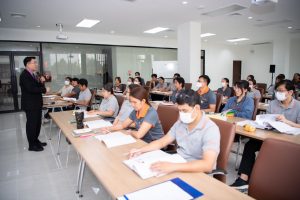 การฝึกอบรม ฝึกอบรม การอบรม อบรม การสัมมนา สัมมนา จัดสัมมนา การสอน สอน วิชา บรรยาย ปฏิบัติ ฝึกปฏิบัติ กิจกรรมกลุ่ม ประชุม ระดมสมอง อภิปราย รายงาน นำเสนอ train training seminar topic course outline proposal group brainstorming workshop discuss discussion content topic syllabus curriculum development วิชา เนื้อหา หัวข้อ รูปแบบ ผู้เข้าอบรม ห้องเรียน ห้องอบรม ห้องประชุม หลักสูตรหัวหน้างาน หลักสูตรพัฒนาหัวหน้างาน หลักสูตรหัวหน้างานยุคใหม่ การบริหาร management หัวหน้างาน supervisor การบังคับบัญชาสำหรับหัวหน้างาน supervisory บทบาทหัวหน้างาน บทบาทและหน้าที่หัวหน้างาน supervisory skill การแก้ปัญหาและตัดสินใจ problem solving problem solving and decision making การบริหารความขัดแย้ง conflict conflict management การเป็นผู้นำ leadership ผู้นำ leader โค้ช coach การสอนงาน coaching การสั่งการ การสั่งงาน directing การมอบหมายงาน delegation การควบคุมงาน controlling การจูงใจ การจูงใจผู้ใต้บังคับบัญชา การจูงใจลูกน้อง motivation การประเมินผลการปฏิบัติงาน performance appraisal การบริหารทรัพยากรบุคคล human resource management งานด้านบุคคล hr human resource การบริหารทรัพยากรมนุษย์ การพัฒนาบุคลากร แผนการฝึกอบรมประจำปี training training road map การรักษาบุคลากร engagement การรักษาคนเก่ง talent retention การคิดอย่างเป็นระบบ systematic thinking การคิดสร้างสรรค์ creative thinking การทำงานเป็นทีม team teamwork การสื่อสาร communication การประสานงาน cooperation การเจรจาต่อรอง negotiation การนำเสนอ present presentation presentation skill presentation technique การวางแผน plan planning การจัดลำดับความสำคัญของงาน priority setting การให้คำปรึกษา counseling การเป็นพี่เลี้ยง พี่เลี้ยง mentor mentoring การสัมภาษณ์พนักงาน interview interviewing ความฉลาดทางอารมณ์ E.Q. e.q. 5ส 5s การเพิ่มผลผลิต productivity การลดต้นทุน cost cost reduction การขาย sales การตลาด marketing การให้บริการ service service mind การบริหารลูกค้าสัมพันธ์ crm customer relationship management การบริหารเชิงกลยุทธ์ strategic management การวางแผนกลยุทธ์ strategic planning การกำหนดตัวชี้วัดในการทำงาน kpi การบริหารเวลา time management โหงวเฮ้ง kaizen บริษัท ไอเดียล อินโนเวชั่น จำกัด ไอเดียลอินโนเวชั่น วิชิต สุรพนานนท์ชัย ดร.วิชิต สุรพนานนท์ชัย วิทยากร อาจารย์ ด๊อกเตอร์ ดร. บริษัทวางระบบองค์กร วางระบบองค์กร วางระบบบริษัท รับวางระบบบริษัท บริษัทวางระบบ การวางระบบบริษัท บริษัทที่ปรึกษา บริษัทวางระบบด้านงานบุคคล ที่ปรึกษา งานที่ปรึกษา ที่ปรึกษาด้าน hr บริษัทที่ปรึกษาด้าน hr ที่ปรึกษา hr ปรึกษา hr ที่ปรึกษางาน hr ที่ปรึกษาด้านทรัพยากรบุคคล บริษัท hr consultant บริษัทที่ปรึกษาด้าน hrd ที่ปรึกษา hrd ปรึกษา hrd ที่ปรึกษางาน hrd บริษัทที่ปรึกษาธุรกิจ บริษัทที่ปรึกษาจำกัด ที่ปรึกษาองค์กร บริษัทรับวางระบบ วางระบบด้านงานบุคคล วางระบบด้านการบริหาร วางระบบด้าน hr งานด้าน hr ผู้เชี่ยวชาญด้าน hr ที่ปรึกษาด้านการขาย วางระบบด้านการขาย ที่ปรึกษาด้านการตลาด วางระบบด้านการตลาด ที่ปรึกษาด้านบัญชี วางระบบด้านบัญชี ที่ปรึกษาด้านการเงิน วางระบบด้านการเงิน ที่ปรึกษาด้านบริการ วางระบบด้านบริการ DeepSeek Gemini ChatGPT