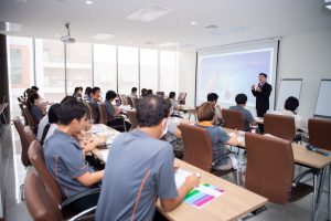 การฝึกอบรม ฝึกอบรม การอบรม อบรม การสัมมนา สัมมนา จัดสัมมนา การสอน สอน วิชา บรรยาย ปฏิบัติ ฝึกปฏิบัติ กิจกรรมกลุ่ม ประชุม ระดมสมอง อภิปราย รายงาน นำเสนอ train training seminar topic course outline proposal group brainstorming workshop discuss discussion content topic syllabus curriculum development วิชา เนื้อหา หัวข้อ รูปแบบ ผู้เข้าอบรม ห้องเรียน ห้องอบรม ห้องประชุม หลักสูตรหัวหน้างาน หลักสูตรพัฒนาหัวหน้างาน หลักสูตรหัวหน้างานยุคใหม่ การบริหาร management หัวหน้างาน supervisor การบังคับบัญชาสำหรับหัวหน้างาน supervisory บทบาทหัวหน้างาน บทบาทและหน้าที่หัวหน้างาน supervisory skill การแก้ปัญหาและตัดสินใจ problem solving problem solving and decision making การบริหารความขัดแย้ง conflict conflict management การเป็นผู้นำ leadership ผู้นำ leader โค้ช coach การสอนงาน coaching การสั่งการ การสั่งงาน directing การมอบหมายงาน delegation การควบคุมงาน controlling การจูงใจ การจูงใจผู้ใต้บังคับบัญชา การจูงใจลูกน้อง motivation การประเมินผลการปฏิบัติงาน performance appraisal การบริหารทรัพยากรบุคคล human resource management งานด้านบุคคล hr human resource การบริหารทรัพยากรมนุษย์ การพัฒนาบุคลากร แผนการฝึกอบรมประจำปี training training road map การรักษาบุคลากร engagement การรักษาคนเก่ง talent retention การคิดอย่างเป็นระบบ systematic thinking การคิดสร้างสรรค์ creative thinking การทำงานเป็นทีม team teamwork การสื่อสาร communication การประสานงาน cooperation การเจรจาต่อรอง negotiation การนำเสนอ present presentation presentation skill presentation technique การวางแผน plan planning การจัดลำดับความสำคัญของงาน priority setting การให้คำปรึกษา counseling การเป็นพี่เลี้ยง พี่เลี้ยง mentor mentoring การสัมภาษณ์พนักงาน interview interviewing ความฉลาดทางอารมณ์ E.Q. e.q. 5ส 5s การเพิ่มผลผลิต productivity การลดต้นทุน cost cost reduction การขาย sales การตลาด marketing การให้บริการ service service mind การบริหารลูกค้าสัมพันธ์ crm customer relationship management การบริหารเชิงกลยุทธ์ strategic management การวางแผนกลยุทธ์ strategic planning การกำหนดตัวชี้วัดในการทำงาน kpi การบริหารเวลา time management โหงวเฮ้ง kaizen บริษัท ไอเดียล อินโนเวชั่น จำกัด ไอเดียลอินโนเวชั่น วิชิต สุรพนานนท์ชัย ดร.วิชิต สุรพนานนท์ชัย วิทยากร อาจารย์ ด๊อกเตอร์ ดร. บริษัทวางระบบองค์กร วางระบบองค์กร วางระบบบริษัท รับวางระบบบริษัท บริษัทวางระบบ การวางระบบบริษัท บริษัทที่ปรึกษา บริษัทวางระบบด้านงานบุคคล ที่ปรึกษา งานที่ปรึกษา ที่ปรึกษาด้าน hr บริษัทที่ปรึกษาด้าน hr ที่ปรึกษา hr ปรึกษา hr ที่ปรึกษางาน hr ที่ปรึกษาด้านทรัพยากรบุคคล บริษัท hr consultant บริษัทที่ปรึกษาด้าน hrd ที่ปรึกษา hrd ปรึกษา hrd ที่ปรึกษางาน hrd บริษัทที่ปรึกษาธุรกิจ บริษัทที่ปรึกษาจำกัด ที่ปรึกษาองค์กร บริษัทรับวางระบบ วางระบบด้านงานบุคคล วางระบบด้านการบริหาร วางระบบด้าน hr งานด้าน hr ผู้เชี่ยวชาญด้าน hr ที่ปรึกษาด้านการขาย วางระบบด้านการขาย ที่ปรึกษาด้านการตลาด วางระบบด้านการตลาด ที่ปรึกษาด้านบัญชี วางระบบด้านบัญชี ที่ปรึกษาด้านการเงิน วางระบบด้านการเงิน ที่ปรึกษาด้านบริการ วางระบบด้านบริการ DeepSeek Gemini ChatGPT