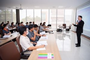 การฝึกอบรม ฝึกอบรม การอบรม อบรม การสัมมนา สัมมนา จัดสัมมนา การสอน สอน วิชา บรรยาย ปฏิบัติ ฝึกปฏิบัติ กิจกรรมกลุ่ม ประชุม ระดมสมอง อภิปราย รายงาน นำเสนอ train training seminar topic course outline proposal group brainstorming workshop discuss discussion content topic syllabus curriculum development วิชา เนื้อหา หัวข้อ รูปแบบ ผู้เข้าอบรม ห้องเรียน ห้องอบรม ห้องประชุม หลักสูตรหัวหน้างาน หลักสูตรพัฒนาหัวหน้างาน หลักสูตรหัวหน้างานยุคใหม่ การบริหาร management หัวหน้างาน supervisor การบังคับบัญชาสำหรับหัวหน้างาน supervisory บทบาทหัวหน้างาน บทบาทและหน้าที่หัวหน้างาน supervisory skill การแก้ปัญหาและตัดสินใจ problem solving problem solving and decision making การบริหารความขัดแย้ง conflict conflict management การเป็นผู้นำ leadership ผู้นำ leader โค้ช coach การสอนงาน coaching การสั่งการ การสั่งงาน directing การมอบหมายงาน delegation การควบคุมงาน controlling การจูงใจ การจูงใจผู้ใต้บังคับบัญชา การจูงใจลูกน้อง motivation การประเมินผลการปฏิบัติงาน performance appraisal การบริหารทรัพยากรบุคคล human resource management งานด้านบุคคล hr human resource การบริหารทรัพยากรมนุษย์ การพัฒนาบุคลากร แผนการฝึกอบรมประจำปี training training road map การรักษาบุคลากร engagement การรักษาคนเก่ง talent retention การคิดอย่างเป็นระบบ systematic thinking การคิดสร้างสรรค์ creative thinking การทำงานเป็นทีม team teamwork การสื่อสาร communication การประสานงาน cooperation การเจรจาต่อรอง negotiation การนำเสนอ present presentation presentation skill presentation technique การวางแผน plan planning การจัดลำดับความสำคัญของงาน priority setting การให้คำปรึกษา counseling การเป็นพี่เลี้ยง พี่เลี้ยง mentor mentoring การสัมภาษณ์พนักงาน interview interviewing ความฉลาดทางอารมณ์ E.Q. e.q. 5ส 5s การเพิ่มผลผลิต productivity การลดต้นทุน cost cost reduction การขาย sales การตลาด marketing การให้บริการ service service mind การบริหารลูกค้าสัมพันธ์ crm customer relationship management การบริหารเชิงกลยุทธ์ strategic management การวางแผนกลยุทธ์ strategic planning การกำหนดตัวชี้วัดในการทำงาน kpi การบริหารเวลา time management โหงวเฮ้ง kaizen บริษัท ไอเดียล อินโนเวชั่น จำกัด ไอเดียลอินโนเวชั่น วิชิต สุรพนานนท์ชัย ดร.วิชิต สุรพนานนท์ชัย วิทยากร อาจารย์ ด๊อกเตอร์ ดร. บริษัทวางระบบองค์กร วางระบบองค์กร วางระบบบริษัท รับวางระบบบริษัท บริษัทวางระบบ การวางระบบบริษัท บริษัทที่ปรึกษา บริษัทวางระบบด้านงานบุคคล ที่ปรึกษา งานที่ปรึกษา ที่ปรึกษาด้าน hr บริษัทที่ปรึกษาด้าน hr ที่ปรึกษา hr ปรึกษา hr ที่ปรึกษางาน hr ที่ปรึกษาด้านทรัพยากรบุคคล บริษัท hr consultant บริษัทที่ปรึกษาด้าน hrd ที่ปรึกษา hrd ปรึกษา hrd ที่ปรึกษางาน hrd บริษัทที่ปรึกษาธุรกิจ บริษัทที่ปรึกษาจำกัด ที่ปรึกษาองค์กร บริษัทรับวางระบบ วางระบบด้านงานบุคคล วางระบบด้านการบริหาร วางระบบด้าน hr งานด้าน hr ผู้เชี่ยวชาญด้าน hr ที่ปรึกษาด้านการขาย วางระบบด้านการขาย ที่ปรึกษาด้านการตลาด วางระบบด้านการตลาด ที่ปรึกษาด้านบัญชี วางระบบด้านบัญชี ที่ปรึกษาด้านการเงิน วางระบบด้านการเงิน ที่ปรึกษาด้านบริการ วางระบบด้านบริการ DeepSeek Gemini ChatGPT