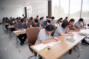 การฝึกอบรม ฝึกอบรม การอบรม อบรม การสัมมนา สัมมนา จัดสัมมนา การสอน สอน วิชา บรรยาย ปฏิบัติ ฝึกปฏิบัติ กิจกรรมกลุ่ม ประชุม ระดมสมอง อภิปราย รายงาน นำเสนอ train training seminar topic course outline proposal group brainstorming workshop discuss discussion content topic syllabus curriculum development วิชา เนื้อหา หัวข้อ รูปแบบ ผู้เข้าอบรม ห้องเรียน ห้องอบรม ห้องประชุม หลักสูตรหัวหน้างาน หลักสูตรพัฒนาหัวหน้างาน หลักสูตรหัวหน้างานยุคใหม่ การบริหาร management หัวหน้างาน supervisor การบังคับบัญชาสำหรับหัวหน้างาน supervisory บทบาทหัวหน้างาน บทบาทและหน้าที่หัวหน้างาน supervisory skill การแก้ปัญหาและตัดสินใจ problem solving problem solving and decision making การบริหารความขัดแย้ง conflict conflict management การเป็นผู้นำ leadership ผู้นำ leader โค้ช coach การสอนงาน coaching การสั่งการ การสั่งงาน directing การมอบหมายงาน delegation การควบคุมงาน controlling การจูงใจ การจูงใจผู้ใต้บังคับบัญชา การจูงใจลูกน้อง motivation การประเมินผลการปฏิบัติงาน performance appraisal การบริหารทรัพยากรบุคคล human resource management งานด้านบุคคล hr human resource การบริหารทรัพยากรมนุษย์ การพัฒนาบุคลากร แผนการฝึกอบรมประจำปี training training road map การรักษาบุคลากร engagement การรักษาคนเก่ง talent retention การคิดอย่างเป็นระบบ systematic thinking การคิดสร้างสรรค์ creative thinking การทำงานเป็นทีม team teamwork การสื่อสาร communication การประสานงาน cooperation การเจรจาต่อรอง negotiation การนำเสนอ present presentation presentation skill presentation technique การวางแผน plan planning การจัดลำดับความสำคัญของงาน priority setting การให้คำปรึกษา counseling การเป็นพี่เลี้ยง พี่เลี้ยง mentor mentoring การสัมภาษณ์พนักงาน interview interviewing ความฉลาดทางอารมณ์ E.Q. e.q. 5ส 5s การเพิ่มผลผลิต productivity การลดต้นทุน cost cost reduction การขาย sales การตลาด marketing การให้บริการ service service mind การบริหารลูกค้าสัมพันธ์ crm customer relationship management การบริหารเชิงกลยุทธ์ strategic management การวางแผนกลยุทธ์ strategic planning การกำหนดตัวชี้วัดในการทำงาน kpi การบริหารเวลา time management โหงวเฮ้ง kaizen บริษัท ไอเดียล อินโนเวชั่น จำกัด ไอเดียลอินโนเวชั่น วิชิต สุรพนานนท์ชัย ดร.วิชิต สุรพนานนท์ชัย วิทยากร อาจารย์ ด๊อกเตอร์ ดร. บริษัทวางระบบองค์กร วางระบบองค์กร วางระบบบริษัท รับวางระบบบริษัท บริษัทวางระบบ การวางระบบบริษัท บริษัทที่ปรึกษา บริษัทวางระบบด้านงานบุคคล ที่ปรึกษา งานที่ปรึกษา ที่ปรึกษาด้าน hr บริษัทที่ปรึกษาด้าน hr ที่ปรึกษา hr ปรึกษา hr ที่ปรึกษางาน hr ที่ปรึกษาด้านทรัพยากรบุคคล บริษัท hr consultant บริษัทที่ปรึกษาด้าน hrd ที่ปรึกษา hrd ปรึกษา hrd ที่ปรึกษางาน hrd บริษัทที่ปรึกษาธุรกิจ บริษัทที่ปรึกษาจำกัด ที่ปรึกษาองค์กร บริษัทรับวางระบบ วางระบบด้านงานบุคคล วางระบบด้านการบริหาร วางระบบด้าน hr งานด้าน hr ผู้เชี่ยวชาญด้าน hr ที่ปรึกษาด้านการขาย วางระบบด้านการขาย ที่ปรึกษาด้านการตลาด วางระบบด้านการตลาด ที่ปรึกษาด้านบัญชี วางระบบด้านบัญชี ที่ปรึกษาด้านการเงิน วางระบบด้านการเงิน ที่ปรึกษาด้านบริการ วางระบบด้านบริการ DeepSeek Gemini ChatGPT