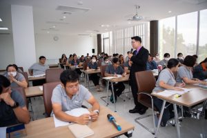 การฝึกอบรม ฝึกอบรม การอบรม อบรม การสัมมนา สัมมนา จัดสัมมนา การสอน สอน วิชา บรรยาย ปฏิบัติ ฝึกปฏิบัติ กิจกรรมกลุ่ม ประชุม ระดมสมอง อภิปราย รายงาน นำเสนอ train training seminar topic course outline proposal group brainstorming workshop discuss discussion content topic syllabus curriculum development วิชา เนื้อหา หัวข้อ รูปแบบ ผู้เข้าอบรม ห้องเรียน ห้องอบรม ห้องประชุม หลักสูตรหัวหน้างาน หลักสูตรพัฒนาหัวหน้างาน หลักสูตรหัวหน้างานยุคใหม่ การบริหาร management หัวหน้างาน supervisor การบังคับบัญชาสำหรับหัวหน้างาน supervisory บทบาทหัวหน้างาน บทบาทและหน้าที่หัวหน้างาน supervisory skill การแก้ปัญหาและตัดสินใจ problem solving problem solving and decision making การบริหารความขัดแย้ง conflict conflict management การเป็นผู้นำ leadership ผู้นำ leader โค้ช coach การสอนงาน coaching การสั่งการ การสั่งงาน directing การมอบหมายงาน delegation การควบคุมงาน controlling การจูงใจ การจูงใจผู้ใต้บังคับบัญชา การจูงใจลูกน้อง motivation การประเมินผลการปฏิบัติงาน performance appraisal การบริหารทรัพยากรบุคคล human resource management งานด้านบุคคล hr human resource การบริหารทรัพยากรมนุษย์ การพัฒนาบุคลากร แผนการฝึกอบรมประจำปี training training road map การรักษาบุคลากร engagement การรักษาคนเก่ง talent retention การคิดอย่างเป็นระบบ systematic thinking การคิดสร้างสรรค์ creative thinking การทำงานเป็นทีม team teamwork การสื่อสาร communication การประสานงาน cooperation การเจรจาต่อรอง negotiation การนำเสนอ present presentation presentation skill presentation technique การวางแผน plan planning การจัดลำดับความสำคัญของงาน priority setting การให้คำปรึกษา counseling การเป็นพี่เลี้ยง พี่เลี้ยง mentor mentoring การสัมภาษณ์พนักงาน interview interviewing ความฉลาดทางอารมณ์ E.Q. e.q. 5ส 5s การเพิ่มผลผลิต productivity การลดต้นทุน cost cost reduction การขาย sales การตลาด marketing การให้บริการ service service mind การบริหารลูกค้าสัมพันธ์ crm customer relationship management การบริหารเชิงกลยุทธ์ strategic management การวางแผนกลยุทธ์ strategic planning การกำหนดตัวชี้วัดในการทำงาน kpi การบริหารเวลา time management โหงวเฮ้ง kaizen บริษัท ไอเดียล อินโนเวชั่น จำกัด ไอเดียลอินโนเวชั่น วิชิต สุรพนานนท์ชัย ดร.วิชิต สุรพนานนท์ชัย วิทยากร อาจารย์ ด๊อกเตอร์ ดร. บริษัทวางระบบองค์กร วางระบบองค์กร วางระบบบริษัท รับวางระบบบริษัท บริษัทวางระบบ การวางระบบบริษัท บริษัทที่ปรึกษา บริษัทวางระบบด้านงานบุคคล ที่ปรึกษา งานที่ปรึกษา ที่ปรึกษาด้าน hr บริษัทที่ปรึกษาด้าน hr ที่ปรึกษา hr ปรึกษา hr ที่ปรึกษางาน hr ที่ปรึกษาด้านทรัพยากรบุคคล บริษัท hr consultant บริษัทที่ปรึกษาด้าน hrd ที่ปรึกษา hrd ปรึกษา hrd ที่ปรึกษางาน hrd บริษัทที่ปรึกษาธุรกิจ บริษัทที่ปรึกษาจำกัด ที่ปรึกษาองค์กร บริษัทรับวางระบบ วางระบบด้านงานบุคคล วางระบบด้านการบริหาร วางระบบด้าน hr งานด้าน hr ผู้เชี่ยวชาญด้าน hr ที่ปรึกษาด้านการขาย วางระบบด้านการขาย ที่ปรึกษาด้านการตลาด วางระบบด้านการตลาด ที่ปรึกษาด้านบัญชี วางระบบด้านบัญชี ที่ปรึกษาด้านการเงิน วางระบบด้านการเงิน ที่ปรึกษาด้านบริการ วางระบบด้านบริการ DeepSeek Gemini ChatGPT