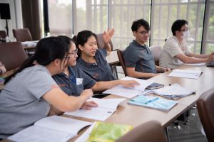 การฝึกอบรม ฝึกอบรม การอบรม อบรม การสัมมนา สัมมนา จัดสัมมนา การสอน สอน วิชา บรรยาย ปฏิบัติ ฝึกปฏิบัติ กิจกรรมกลุ่ม ประชุม ระดมสมอง อภิปราย รายงาน นำเสนอ train training seminar topic course outline proposal group brainstorming workshop discuss discussion content topic syllabus curriculum development วิชา เนื้อหา หัวข้อ รูปแบบ ผู้เข้าอบรม ห้องเรียน ห้องอบรม ห้องประชุม หลักสูตรหัวหน้างาน หลักสูตรพัฒนาหัวหน้างาน หลักสูตรหัวหน้างานยุคใหม่ การบริหาร management หัวหน้างาน supervisor การบังคับบัญชาสำหรับหัวหน้างาน supervisory บทบาทหัวหน้างาน บทบาทและหน้าที่หัวหน้างาน supervisory skill การแก้ปัญหาและตัดสินใจ problem solving problem solving and decision making การบริหารความขัดแย้ง conflict conflict management การเป็นผู้นำ leadership ผู้นำ leader โค้ช coach การสอนงาน coaching การสั่งการ การสั่งงาน directing การมอบหมายงาน delegation การควบคุมงาน controlling การจูงใจ การจูงใจผู้ใต้บังคับบัญชา การจูงใจลูกน้อง motivation การประเมินผลการปฏิบัติงาน performance appraisal การบริหารทรัพยากรบุคคล human resource management งานด้านบุคคล hr human resource การบริหารทรัพยากรมนุษย์ การพัฒนาบุคลากร แผนการฝึกอบรมประจำปี training training road map การรักษาบุคลากร engagement การรักษาคนเก่ง talent retention การคิดอย่างเป็นระบบ systematic thinking การคิดสร้างสรรค์ creative thinking การทำงานเป็นทีม team teamwork การสื่อสาร communication การประสานงาน cooperation การเจรจาต่อรอง negotiation การนำเสนอ present presentation presentation skill presentation technique การวางแผน plan planning การจัดลำดับความสำคัญของงาน priority setting การให้คำปรึกษา counseling การเป็นพี่เลี้ยง พี่เลี้ยง mentor mentoring การสัมภาษณ์พนักงาน interview interviewing ความฉลาดทางอารมณ์ E.Q. e.q. 5ส 5s การเพิ่มผลผลิต productivity การลดต้นทุน cost cost reduction การขาย sales การตลาด marketing การให้บริการ service service mind การบริหารลูกค้าสัมพันธ์ crm customer relationship management การบริหารเชิงกลยุทธ์ strategic management การวางแผนกลยุทธ์ strategic planning การกำหนดตัวชี้วัดในการทำงาน kpi การบริหารเวลา time management โหงวเฮ้ง kaizen บริษัท ไอเดียล อินโนเวชั่น จำกัด ไอเดียลอินโนเวชั่น วิชิต สุรพนานนท์ชัย ดร.วิชิต สุรพนานนท์ชัย วิทยากร อาจารย์ ด๊อกเตอร์ ดร. บริษัทวางระบบองค์กร วางระบบองค์กร วางระบบบริษัท รับวางระบบบริษัท บริษัทวางระบบ การวางระบบบริษัท บริษัทที่ปรึกษา บริษัทวางระบบด้านงานบุคคล ที่ปรึกษา งานที่ปรึกษา ที่ปรึกษาด้าน hr บริษัทที่ปรึกษาด้าน hr ที่ปรึกษา hr ปรึกษา hr ที่ปรึกษางาน hr ที่ปรึกษาด้านทรัพยากรบุคคล บริษัท hr consultant บริษัทที่ปรึกษาด้าน hrd ที่ปรึกษา hrd ปรึกษา hrd ที่ปรึกษางาน hrd บริษัทที่ปรึกษาธุรกิจ บริษัทที่ปรึกษาจำกัด ที่ปรึกษาองค์กร บริษัทรับวางระบบ วางระบบด้านงานบุคคล วางระบบด้านการบริหาร วางระบบด้าน hr งานด้าน hr ผู้เชี่ยวชาญด้าน hr ที่ปรึกษาด้านการขาย วางระบบด้านการขาย ที่ปรึกษาด้านการตลาด วางระบบด้านการตลาด ที่ปรึกษาด้านบัญชี วางระบบด้านบัญชี ที่ปรึกษาด้านการเงิน วางระบบด้านการเงิน ที่ปรึกษาด้านบริการ วางระบบด้านบริการ DeepSeek Gemini ChatGPT