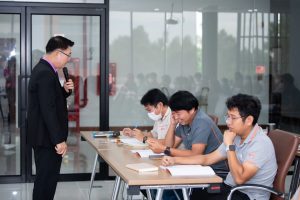 การฝึกอบรม ฝึกอบรม การอบรม อบรม การสัมมนา สัมมนา จัดสัมมนา การสอน สอน วิชา บรรยาย ปฏิบัติ ฝึกปฏิบัติ กิจกรรมกลุ่ม ประชุม ระดมสมอง อภิปราย รายงาน นำเสนอ train training seminar topic course outline proposal group brainstorming workshop discuss discussion content topic syllabus curriculum development วิชา เนื้อหา หัวข้อ รูปแบบ ผู้เข้าอบรม ห้องเรียน ห้องอบรม ห้องประชุม หลักสูตรหัวหน้างาน หลักสูตรพัฒนาหัวหน้างาน หลักสูตรหัวหน้างานยุคใหม่ การบริหาร management หัวหน้างาน supervisor การบังคับบัญชาสำหรับหัวหน้างาน supervisory บทบาทหัวหน้างาน บทบาทและหน้าที่หัวหน้างาน supervisory skill การแก้ปัญหาและตัดสินใจ problem solving problem solving and decision making การบริหารความขัดแย้ง conflict conflict management การเป็นผู้นำ leadership ผู้นำ leader โค้ช coach การสอนงาน coaching การสั่งการ การสั่งงาน directing การมอบหมายงาน delegation การควบคุมงาน controlling การจูงใจ การจูงใจผู้ใต้บังคับบัญชา การจูงใจลูกน้อง motivation การประเมินผลการปฏิบัติงาน performance appraisal การบริหารทรัพยากรบุคคล human resource management งานด้านบุคคล hr human resource การบริหารทรัพยากรมนุษย์ การพัฒนาบุคลากร แผนการฝึกอบรมประจำปี training training road map การรักษาบุคลากร engagement การรักษาคนเก่ง talent retention การคิดอย่างเป็นระบบ systematic thinking การคิดสร้างสรรค์ creative thinking การทำงานเป็นทีม team teamwork การสื่อสาร communication การประสานงาน cooperation การเจรจาต่อรอง negotiation การนำเสนอ present presentation presentation skill presentation technique การวางแผน plan planning การจัดลำดับความสำคัญของงาน priority setting การให้คำปรึกษา counseling การเป็นพี่เลี้ยง พี่เลี้ยง mentor mentoring การสัมภาษณ์พนักงาน interview interviewing ความฉลาดทางอารมณ์ E.Q. e.q. 5ส 5s การเพิ่มผลผลิต productivity การลดต้นทุน cost cost reduction การขาย sales การตลาด marketing การให้บริการ service service mind การบริหารลูกค้าสัมพันธ์ crm customer relationship management การบริหารเชิงกลยุทธ์ strategic management การวางแผนกลยุทธ์ strategic planning การกำหนดตัวชี้วัดในการทำงาน kpi การบริหารเวลา time management โหงวเฮ้ง kaizen บริษัท ไอเดียล อินโนเวชั่น จำกัด ไอเดียลอินโนเวชั่น วิชิต สุรพนานนท์ชัย ดร.วิชิต สุรพนานนท์ชัย วิทยากร อาจารย์ ด๊อกเตอร์ ดร. บริษัทวางระบบองค์กร วางระบบองค์กร วางระบบบริษัท รับวางระบบบริษัท บริษัทวางระบบ การวางระบบบริษัท บริษัทที่ปรึกษา บริษัทวางระบบด้านงานบุคคล ที่ปรึกษา งานที่ปรึกษา ที่ปรึกษาด้าน hr บริษัทที่ปรึกษาด้าน hr ที่ปรึกษา hr ปรึกษา hr ที่ปรึกษางาน hr ที่ปรึกษาด้านทรัพยากรบุคคล บริษัท hr consultant บริษัทที่ปรึกษาด้าน hrd ที่ปรึกษา hrd ปรึกษา hrd ที่ปรึกษางาน hrd บริษัทที่ปรึกษาธุรกิจ บริษัทที่ปรึกษาจำกัด ที่ปรึกษาองค์กร บริษัทรับวางระบบ วางระบบด้านงานบุคคล วางระบบด้านการบริหาร วางระบบด้าน hr งานด้าน hr ผู้เชี่ยวชาญด้าน hr ที่ปรึกษาด้านการขาย วางระบบด้านการขาย ที่ปรึกษาด้านการตลาด วางระบบด้านการตลาด ที่ปรึกษาด้านบัญชี วางระบบด้านบัญชี ที่ปรึกษาด้านการเงิน วางระบบด้านการเงิน ที่ปรึกษาด้านบริการ วางระบบด้านบริการ DeepSeek Gemini ChatGPT