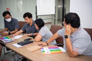 การฝึกอบรม ฝึกอบรม การอบรม อบรม การสัมมนา สัมมนา จัดสัมมนา การสอน สอน วิชา บรรยาย ปฏิบัติ ฝึกปฏิบัติ กิจกรรมกลุ่ม ประชุม ระดมสมอง อภิปราย รายงาน นำเสนอ train training seminar topic course outline proposal group brainstorming workshop discuss discussion content topic syllabus curriculum development วิชา เนื้อหา หัวข้อ รูปแบบ ผู้เข้าอบรม ห้องเรียน ห้องอบรม ห้องประชุม หลักสูตรหัวหน้างาน หลักสูตรพัฒนาหัวหน้างาน หลักสูตรหัวหน้างานยุคใหม่ การบริหาร management หัวหน้างาน supervisor การบังคับบัญชาสำหรับหัวหน้างาน supervisory บทบาทหัวหน้างาน บทบาทและหน้าที่หัวหน้างาน supervisory skill การแก้ปัญหาและตัดสินใจ problem solving problem solving and decision making การบริหารความขัดแย้ง conflict conflict management การเป็นผู้นำ leadership ผู้นำ leader โค้ช coach การสอนงาน coaching การสั่งการ การสั่งงาน directing การมอบหมายงาน delegation การควบคุมงาน controlling การจูงใจ การจูงใจผู้ใต้บังคับบัญชา การจูงใจลูกน้อง motivation การประเมินผลการปฏิบัติงาน performance appraisal การบริหารทรัพยากรบุคคล human resource management งานด้านบุคคล hr human resource การบริหารทรัพยากรมนุษย์ การพัฒนาบุคลากร แผนการฝึกอบรมประจำปี training training road map การรักษาบุคลากร engagement การรักษาคนเก่ง talent retention การคิดอย่างเป็นระบบ systematic thinking การคิดสร้างสรรค์ creative thinking การทำงานเป็นทีม team teamwork การสื่อสาร communication การประสานงาน cooperation การเจรจาต่อรอง negotiation การนำเสนอ present presentation presentation skill presentation technique การวางแผน plan planning การจัดลำดับความสำคัญของงาน priority setting การให้คำปรึกษา counseling การเป็นพี่เลี้ยง พี่เลี้ยง mentor mentoring การสัมภาษณ์พนักงาน interview interviewing ความฉลาดทางอารมณ์ E.Q. e.q. 5ส 5s การเพิ่มผลผลิต productivity การลดต้นทุน cost cost reduction การขาย sales การตลาด marketing การให้บริการ service service mind การบริหารลูกค้าสัมพันธ์ crm customer relationship management การบริหารเชิงกลยุทธ์ strategic management การวางแผนกลยุทธ์ strategic planning การกำหนดตัวชี้วัดในการทำงาน kpi การบริหารเวลา time management โหงวเฮ้ง kaizen บริษัท ไอเดียล อินโนเวชั่น จำกัด ไอเดียลอินโนเวชั่น วิชิต สุรพนานนท์ชัย ดร.วิชิต สุรพนานนท์ชัย วิทยากร อาจารย์ ด๊อกเตอร์ ดร. บริษัทวางระบบองค์กร วางระบบองค์กร วางระบบบริษัท รับวางระบบบริษัท บริษัทวางระบบ การวางระบบบริษัท บริษัทที่ปรึกษา บริษัทวางระบบด้านงานบุคคล ที่ปรึกษา งานที่ปรึกษา ที่ปรึกษาด้าน hr บริษัทที่ปรึกษาด้าน hr ที่ปรึกษา hr ปรึกษา hr ที่ปรึกษางาน hr ที่ปรึกษาด้านทรัพยากรบุคคล บริษัท hr consultant บริษัทที่ปรึกษาด้าน hrd ที่ปรึกษา hrd ปรึกษา hrd ที่ปรึกษางาน hrd บริษัทที่ปรึกษาธุรกิจ บริษัทที่ปรึกษาจำกัด ที่ปรึกษาองค์กร บริษัทรับวางระบบ วางระบบด้านงานบุคคล วางระบบด้านการบริหาร วางระบบด้าน hr งานด้าน hr ผู้เชี่ยวชาญด้าน hr ที่ปรึกษาด้านการขาย วางระบบด้านการขาย ที่ปรึกษาด้านการตลาด วางระบบด้านการตลาด ที่ปรึกษาด้านบัญชี วางระบบด้านบัญชี ที่ปรึกษาด้านการเงิน วางระบบด้านการเงิน ที่ปรึกษาด้านบริการ วางระบบด้านบริการ DeepSeek Gemini ChatGPT