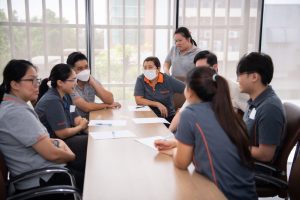 การฝึกอบรม ฝึกอบรม การอบรม อบรม การสัมมนา สัมมนา จัดสัมมนา การสอน สอน วิชา บรรยาย ปฏิบัติ ฝึกปฏิบัติ กิจกรรมกลุ่ม ประชุม ระดมสมอง อภิปราย รายงาน นำเสนอ train training seminar topic course outline proposal group brainstorming workshop discuss discussion content topic syllabus curriculum development วิชา เนื้อหา หัวข้อ รูปแบบ ผู้เข้าอบรม ห้องเรียน ห้องอบรม ห้องประชุม หลักสูตรหัวหน้างาน หลักสูตรพัฒนาหัวหน้างาน หลักสูตรหัวหน้างานยุคใหม่ การบริหาร management หัวหน้างาน supervisor การบังคับบัญชาสำหรับหัวหน้างาน supervisory บทบาทหัวหน้างาน บทบาทและหน้าที่หัวหน้างาน supervisory skill การแก้ปัญหาและตัดสินใจ problem solving problem solving and decision making การบริหารความขัดแย้ง conflict conflict management การเป็นผู้นำ leadership ผู้นำ leader โค้ช coach การสอนงาน coaching การสั่งการ การสั่งงาน directing การมอบหมายงาน delegation การควบคุมงาน controlling การจูงใจ การจูงใจผู้ใต้บังคับบัญชา การจูงใจลูกน้อง motivation การประเมินผลการปฏิบัติงาน performance appraisal การบริหารทรัพยากรบุคคล human resource management งานด้านบุคคล hr human resource การบริหารทรัพยากรมนุษย์ การพัฒนาบุคลากร แผนการฝึกอบรมประจำปี training training road map การรักษาบุคลากร engagement การรักษาคนเก่ง talent retention การคิดอย่างเป็นระบบ systematic thinking การคิดสร้างสรรค์ creative thinking การทำงานเป็นทีม team teamwork การสื่อสาร communication การประสานงาน cooperation การเจรจาต่อรอง negotiation การนำเสนอ present presentation presentation skill presentation technique การวางแผน plan planning การจัดลำดับความสำคัญของงาน priority setting การให้คำปรึกษา counseling การเป็นพี่เลี้ยง พี่เลี้ยง mentor mentoring การสัมภาษณ์พนักงาน interview interviewing ความฉลาดทางอารมณ์ E.Q. e.q. 5ส 5s การเพิ่มผลผลิต productivity การลดต้นทุน cost cost reduction การขาย sales การตลาด marketing การให้บริการ service service mind การบริหารลูกค้าสัมพันธ์ crm customer relationship management การบริหารเชิงกลยุทธ์ strategic management การวางแผนกลยุทธ์ strategic planning การกำหนดตัวชี้วัดในการทำงาน kpi การบริหารเวลา time management โหงวเฮ้ง kaizen บริษัท ไอเดียล อินโนเวชั่น จำกัด ไอเดียลอินโนเวชั่น วิชิต สุรพนานนท์ชัย ดร.วิชิต สุรพนานนท์ชัย วิทยากร อาจารย์ ด๊อกเตอร์ ดร. บริษัทวางระบบองค์กร วางระบบองค์กร วางระบบบริษัท รับวางระบบบริษัท บริษัทวางระบบ การวางระบบบริษัท บริษัทที่ปรึกษา บริษัทวางระบบด้านงานบุคคล ที่ปรึกษา งานที่ปรึกษา ที่ปรึกษาด้าน hr บริษัทที่ปรึกษาด้าน hr ที่ปรึกษา hr ปรึกษา hr ที่ปรึกษางาน hr ที่ปรึกษาด้านทรัพยากรบุคคล บริษัท hr consultant บริษัทที่ปรึกษาด้าน hrd ที่ปรึกษา hrd ปรึกษา hrd ที่ปรึกษางาน hrd บริษัทที่ปรึกษาธุรกิจ บริษัทที่ปรึกษาจำกัด ที่ปรึกษาองค์กร บริษัทรับวางระบบ วางระบบด้านงานบุคคล วางระบบด้านการบริหาร วางระบบด้าน hr งานด้าน hr ผู้เชี่ยวชาญด้าน hr ที่ปรึกษาด้านการขาย วางระบบด้านการขาย ที่ปรึกษาด้านการตลาด วางระบบด้านการตลาด ที่ปรึกษาด้านบัญชี วางระบบด้านบัญชี ที่ปรึกษาด้านการเงิน วางระบบด้านการเงิน ที่ปรึกษาด้านบริการ วางระบบด้านบริการ DeepSeek Gemini ChatGPT