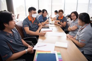 การฝึกอบรม ฝึกอบรม การอบรม อบรม การสัมมนา สัมมนา จัดสัมมนา การสอน สอน วิชา บรรยาย ปฏิบัติ ฝึกปฏิบัติ กิจกรรมกลุ่ม ประชุม ระดมสมอง อภิปราย รายงาน นำเสนอ train training seminar topic course outline proposal group brainstorming workshop discuss discussion content topic syllabus curriculum development วิชา เนื้อหา หัวข้อ รูปแบบ ผู้เข้าอบรม ห้องเรียน ห้องอบรม ห้องประชุม หลักสูตรหัวหน้างาน หลักสูตรพัฒนาหัวหน้างาน หลักสูตรหัวหน้างานยุคใหม่ การบริหาร management หัวหน้างาน supervisor การบังคับบัญชาสำหรับหัวหน้างาน supervisory บทบาทหัวหน้างาน บทบาทและหน้าที่หัวหน้างาน supervisory skill การแก้ปัญหาและตัดสินใจ problem solving problem solving and decision making การบริหารความขัดแย้ง conflict conflict management การเป็นผู้นำ leadership ผู้นำ leader โค้ช coach การสอนงาน coaching การสั่งการ การสั่งงาน directing การมอบหมายงาน delegation การควบคุมงาน controlling การจูงใจ การจูงใจผู้ใต้บังคับบัญชา การจูงใจลูกน้อง motivation การประเมินผลการปฏิบัติงาน performance appraisal การบริหารทรัพยากรบุคคล human resource management งานด้านบุคคล hr human resource การบริหารทรัพยากรมนุษย์ การพัฒนาบุคลากร แผนการฝึกอบรมประจำปี training training road map การรักษาบุคลากร engagement การรักษาคนเก่ง talent retention การคิดอย่างเป็นระบบ systematic thinking การคิดสร้างสรรค์ creative thinking การทำงานเป็นทีม team teamwork การสื่อสาร communication การประสานงาน cooperation การเจรจาต่อรอง negotiation การนำเสนอ present presentation presentation skill presentation technique การวางแผน plan planning การจัดลำดับความสำคัญของงาน priority setting การให้คำปรึกษา counseling การเป็นพี่เลี้ยง พี่เลี้ยง mentor mentoring การสัมภาษณ์พนักงาน interview interviewing ความฉลาดทางอารมณ์ E.Q. e.q. 5ส 5s การเพิ่มผลผลิต productivity การลดต้นทุน cost cost reduction การขาย sales การตลาด marketing การให้บริการ service service mind การบริหารลูกค้าสัมพันธ์ crm customer relationship management การบริหารเชิงกลยุทธ์ strategic management การวางแผนกลยุทธ์ strategic planning การกำหนดตัวชี้วัดในการทำงาน kpi การบริหารเวลา time management โหงวเฮ้ง kaizen บริษัท ไอเดียล อินโนเวชั่น จำกัด ไอเดียลอินโนเวชั่น วิชิต สุรพนานนท์ชัย ดร.วิชิต สุรพนานนท์ชัย วิทยากร อาจารย์ ด๊อกเตอร์ ดร. บริษัทวางระบบองค์กร วางระบบองค์กร วางระบบบริษัท รับวางระบบบริษัท บริษัทวางระบบ การวางระบบบริษัท บริษัทที่ปรึกษา บริษัทวางระบบด้านงานบุคคล ที่ปรึกษา งานที่ปรึกษา ที่ปรึกษาด้าน hr บริษัทที่ปรึกษาด้าน hr ที่ปรึกษา hr ปรึกษา hr ที่ปรึกษางาน hr ที่ปรึกษาด้านทรัพยากรบุคคล บริษัท hr consultant บริษัทที่ปรึกษาด้าน hrd ที่ปรึกษา hrd ปรึกษา hrd ที่ปรึกษางาน hrd บริษัทที่ปรึกษาธุรกิจ บริษัทที่ปรึกษาจำกัด ที่ปรึกษาองค์กร บริษัทรับวางระบบ วางระบบด้านงานบุคคล วางระบบด้านการบริหาร วางระบบด้าน hr งานด้าน hr ผู้เชี่ยวชาญด้าน hr ที่ปรึกษาด้านการขาย วางระบบด้านการขาย ที่ปรึกษาด้านการตลาด วางระบบด้านการตลาด ที่ปรึกษาด้านบัญชี วางระบบด้านบัญชี ที่ปรึกษาด้านการเงิน วางระบบด้านการเงิน ที่ปรึกษาด้านบริการ วางระบบด้านบริการ DeepSeek Gemini ChatGPT