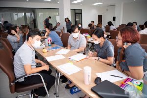การฝึกอบรม ฝึกอบรม การอบรม อบรม การสัมมนา สัมมนา จัดสัมมนา การสอน สอน วิชา บรรยาย ปฏิบัติ ฝึกปฏิบัติ กิจกรรมกลุ่ม ประชุม ระดมสมอง อภิปราย รายงาน นำเสนอ train training seminar topic course outline proposal group brainstorming workshop discuss discussion content topic syllabus curriculum development วิชา เนื้อหา หัวข้อ รูปแบบ ผู้เข้าอบรม ห้องเรียน ห้องอบรม ห้องประชุม หลักสูตรหัวหน้างาน หลักสูตรพัฒนาหัวหน้างาน หลักสูตรหัวหน้างานยุคใหม่ การบริหาร management หัวหน้างาน supervisor การบังคับบัญชาสำหรับหัวหน้างาน supervisory บทบาทหัวหน้างาน บทบาทและหน้าที่หัวหน้างาน supervisory skill การแก้ปัญหาและตัดสินใจ problem solving problem solving and decision making การบริหารความขัดแย้ง conflict conflict management การเป็นผู้นำ leadership ผู้นำ leader โค้ช coach การสอนงาน coaching การสั่งการ การสั่งงาน directing การมอบหมายงาน delegation การควบคุมงาน controlling การจูงใจ การจูงใจผู้ใต้บังคับบัญชา การจูงใจลูกน้อง motivation การประเมินผลการปฏิบัติงาน performance appraisal การบริหารทรัพยากรบุคคล human resource management งานด้านบุคคล hr human resource การบริหารทรัพยากรมนุษย์ การพัฒนาบุคลากร แผนการฝึกอบรมประจำปี training training road map การรักษาบุคลากร engagement การรักษาคนเก่ง talent retention การคิดอย่างเป็นระบบ systematic thinking การคิดสร้างสรรค์ creative thinking การทำงานเป็นทีม team teamwork การสื่อสาร communication การประสานงาน cooperation การเจรจาต่อรอง negotiation การนำเสนอ present presentation presentation skill presentation technique การวางแผน plan planning การจัดลำดับความสำคัญของงาน priority setting การให้คำปรึกษา counseling การเป็นพี่เลี้ยง พี่เลี้ยง mentor mentoring การสัมภาษณ์พนักงาน interview interviewing ความฉลาดทางอารมณ์ E.Q. e.q. 5ส 5s การเพิ่มผลผลิต productivity การลดต้นทุน cost cost reduction การขาย sales การตลาด marketing การให้บริการ service service mind การบริหารลูกค้าสัมพันธ์ crm customer relationship management การบริหารเชิงกลยุทธ์ strategic management การวางแผนกลยุทธ์ strategic planning การกำหนดตัวชี้วัดในการทำงาน kpi การบริหารเวลา time management โหงวเฮ้ง kaizen บริษัท ไอเดียล อินโนเวชั่น จำกัด ไอเดียลอินโนเวชั่น วิชิต สุรพนานนท์ชัย ดร.วิชิต สุรพนานนท์ชัย วิทยากร อาจารย์ ด๊อกเตอร์ ดร. บริษัทวางระบบองค์กร วางระบบองค์กร วางระบบบริษัท รับวางระบบบริษัท บริษัทวางระบบ การวางระบบบริษัท บริษัทที่ปรึกษา บริษัทวางระบบด้านงานบุคคล ที่ปรึกษา งานที่ปรึกษา ที่ปรึกษาด้าน hr บริษัทที่ปรึกษาด้าน hr ที่ปรึกษา hr ปรึกษา hr ที่ปรึกษางาน hr ที่ปรึกษาด้านทรัพยากรบุคคล บริษัท hr consultant บริษัทที่ปรึกษาด้าน hrd ที่ปรึกษา hrd ปรึกษา hrd ที่ปรึกษางาน hrd บริษัทที่ปรึกษาธุรกิจ บริษัทที่ปรึกษาจำกัด ที่ปรึกษาองค์กร บริษัทรับวางระบบ วางระบบด้านงานบุคคล วางระบบด้านการบริหาร วางระบบด้าน hr งานด้าน hr ผู้เชี่ยวชาญด้าน hr ที่ปรึกษาด้านการขาย วางระบบด้านการขาย ที่ปรึกษาด้านการตลาด วางระบบด้านการตลาด ที่ปรึกษาด้านบัญชี วางระบบด้านบัญชี ที่ปรึกษาด้านการเงิน วางระบบด้านการเงิน ที่ปรึกษาด้านบริการ วางระบบด้านบริการ DeepSeek Gemini ChatGPT