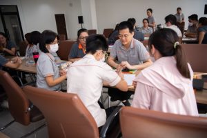 การฝึกอบรม ฝึกอบรม การอบรม อบรม การสัมมนา สัมมนา จัดสัมมนา การสอน สอน วิชา บรรยาย ปฏิบัติ ฝึกปฏิบัติ กิจกรรมกลุ่ม ประชุม ระดมสมอง อภิปราย รายงาน นำเสนอ train training seminar topic course outline proposal group brainstorming workshop discuss discussion content topic syllabus curriculum development วิชา เนื้อหา หัวข้อ รูปแบบ ผู้เข้าอบรม ห้องเรียน ห้องอบรม ห้องประชุม หลักสูตรหัวหน้างาน หลักสูตรพัฒนาหัวหน้างาน หลักสูตรหัวหน้างานยุคใหม่ การบริหาร management หัวหน้างาน supervisor การบังคับบัญชาสำหรับหัวหน้างาน supervisory บทบาทหัวหน้างาน บทบาทและหน้าที่หัวหน้างาน supervisory skill การแก้ปัญหาและตัดสินใจ problem solving problem solving and decision making การบริหารความขัดแย้ง conflict conflict management การเป็นผู้นำ leadership ผู้นำ leader โค้ช coach การสอนงาน coaching การสั่งการ การสั่งงาน directing การมอบหมายงาน delegation การควบคุมงาน controlling การจูงใจ การจูงใจผู้ใต้บังคับบัญชา การจูงใจลูกน้อง motivation การประเมินผลการปฏิบัติงาน performance appraisal การบริหารทรัพยากรบุคคล human resource management งานด้านบุคคล hr human resource การบริหารทรัพยากรมนุษย์ การพัฒนาบุคลากร แผนการฝึกอบรมประจำปี training training road map การรักษาบุคลากร engagement การรักษาคนเก่ง talent retention การคิดอย่างเป็นระบบ systematic thinking การคิดสร้างสรรค์ creative thinking การทำงานเป็นทีม team teamwork การสื่อสาร communication การประสานงาน cooperation การเจรจาต่อรอง negotiation การนำเสนอ present presentation presentation skill presentation technique การวางแผน plan planning การจัดลำดับความสำคัญของงาน priority setting การให้คำปรึกษา counseling การเป็นพี่เลี้ยง พี่เลี้ยง mentor mentoring การสัมภาษณ์พนักงาน interview interviewing ความฉลาดทางอารมณ์ E.Q. e.q. 5ส 5s การเพิ่มผลผลิต productivity การลดต้นทุน cost cost reduction การขาย sales การตลาด marketing การให้บริการ service service mind การบริหารลูกค้าสัมพันธ์ crm customer relationship management การบริหารเชิงกลยุทธ์ strategic management การวางแผนกลยุทธ์ strategic planning การกำหนดตัวชี้วัดในการทำงาน kpi การบริหารเวลา time management โหงวเฮ้ง kaizen บริษัท ไอเดียล อินโนเวชั่น จำกัด ไอเดียลอินโนเวชั่น วิชิต สุรพนานนท์ชัย ดร.วิชิต สุรพนานนท์ชัย วิทยากร อาจารย์ ด๊อกเตอร์ ดร. บริษัทวางระบบองค์กร วางระบบองค์กร วางระบบบริษัท รับวางระบบบริษัท บริษัทวางระบบ การวางระบบบริษัท บริษัทที่ปรึกษา บริษัทวางระบบด้านงานบุคคล ที่ปรึกษา งานที่ปรึกษา ที่ปรึกษาด้าน hr บริษัทที่ปรึกษาด้าน hr ที่ปรึกษา hr ปรึกษา hr ที่ปรึกษางาน hr ที่ปรึกษาด้านทรัพยากรบุคคล บริษัท hr consultant บริษัทที่ปรึกษาด้าน hrd ที่ปรึกษา hrd ปรึกษา hrd ที่ปรึกษางาน hrd บริษัทที่ปรึกษาธุรกิจ บริษัทที่ปรึกษาจำกัด ที่ปรึกษาองค์กร บริษัทรับวางระบบ วางระบบด้านงานบุคคล วางระบบด้านการบริหาร วางระบบด้าน hr งานด้าน hr ผู้เชี่ยวชาญด้าน hr ที่ปรึกษาด้านการขาย วางระบบด้านการขาย ที่ปรึกษาด้านการตลาด วางระบบด้านการตลาด ที่ปรึกษาด้านบัญชี วางระบบด้านบัญชี ที่ปรึกษาด้านการเงิน วางระบบด้านการเงิน ที่ปรึกษาด้านบริการ วางระบบด้านบริการ DeepSeek Gemini ChatGPT