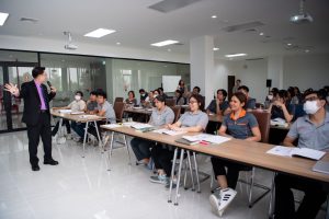 การฝึกอบรม ฝึกอบรม การอบรม อบรม การสัมมนา สัมมนา จัดสัมมนา การสอน สอน วิชา บรรยาย ปฏิบัติ ฝึกปฏิบัติ กิจกรรมกลุ่ม ประชุม ระดมสมอง อภิปราย รายงาน นำเสนอ train training seminar topic course outline proposal group brainstorming workshop discuss discussion content topic syllabus curriculum development วิชา เนื้อหา หัวข้อ รูปแบบ ผู้เข้าอบรม ห้องเรียน ห้องอบรม ห้องประชุม หลักสูตรหัวหน้างาน หลักสูตรพัฒนาหัวหน้างาน หลักสูตรหัวหน้างานยุคใหม่ การบริหาร management หัวหน้างาน supervisor การบังคับบัญชาสำหรับหัวหน้างาน supervisory บทบาทหัวหน้างาน บทบาทและหน้าที่หัวหน้างาน supervisory skill การแก้ปัญหาและตัดสินใจ problem solving problem solving and decision making การบริหารความขัดแย้ง conflict conflict management การเป็นผู้นำ leadership ผู้นำ leader โค้ช coach การสอนงาน coaching การสั่งการ การสั่งงาน directing การมอบหมายงาน delegation การควบคุมงาน controlling การจูงใจ การจูงใจผู้ใต้บังคับบัญชา การจูงใจลูกน้อง motivation การประเมินผลการปฏิบัติงาน performance appraisal การบริหารทรัพยากรบุคคล human resource management งานด้านบุคคล hr human resource การบริหารทรัพยากรมนุษย์ การพัฒนาบุคลากร แผนการฝึกอบรมประจำปี training training road map การรักษาบุคลากร engagement การรักษาคนเก่ง talent retention การคิดอย่างเป็นระบบ systematic thinking การคิดสร้างสรรค์ creative thinking การทำงานเป็นทีม team teamwork การสื่อสาร communication การประสานงาน cooperation การเจรจาต่อรอง negotiation การนำเสนอ present presentation presentation skill presentation technique การวางแผน plan planning การจัดลำดับความสำคัญของงาน priority setting การให้คำปรึกษา counseling การเป็นพี่เลี้ยง พี่เลี้ยง mentor mentoring การสัมภาษณ์พนักงาน interview interviewing ความฉลาดทางอารมณ์ E.Q. e.q. 5ส 5s การเพิ่มผลผลิต productivity การลดต้นทุน cost cost reduction การขาย sales การตลาด marketing การให้บริการ service service mind การบริหารลูกค้าสัมพันธ์ crm customer relationship management การบริหารเชิงกลยุทธ์ strategic management การวางแผนกลยุทธ์ strategic planning การกำหนดตัวชี้วัดในการทำงาน kpi การบริหารเวลา time management โหงวเฮ้ง kaizen บริษัท ไอเดียล อินโนเวชั่น จำกัด ไอเดียลอินโนเวชั่น วิชิต สุรพนานนท์ชัย ดร.วิชิต สุรพนานนท์ชัย วิทยากร อาจารย์ ด๊อกเตอร์ ดร. บริษัทวางระบบองค์กร วางระบบองค์กร วางระบบบริษัท รับวางระบบบริษัท บริษัทวางระบบ การวางระบบบริษัท บริษัทที่ปรึกษา บริษัทวางระบบด้านงานบุคคล ที่ปรึกษา งานที่ปรึกษา ที่ปรึกษาด้าน hr บริษัทที่ปรึกษาด้าน hr ที่ปรึกษา hr ปรึกษา hr ที่ปรึกษางาน hr ที่ปรึกษาด้านทรัพยากรบุคคล บริษัท hr consultant บริษัทที่ปรึกษาด้าน hrd ที่ปรึกษา hrd ปรึกษา hrd ที่ปรึกษางาน hrd บริษัทที่ปรึกษาธุรกิจ บริษัทที่ปรึกษาจำกัด ที่ปรึกษาองค์กร บริษัทรับวางระบบ วางระบบด้านงานบุคคล วางระบบด้านการบริหาร วางระบบด้าน hr งานด้าน hr ผู้เชี่ยวชาญด้าน hr ที่ปรึกษาด้านการขาย วางระบบด้านการขาย ที่ปรึกษาด้านการตลาด วางระบบด้านการตลาด ที่ปรึกษาด้านบัญชี วางระบบด้านบัญชี ที่ปรึกษาด้านการเงิน วางระบบด้านการเงิน ที่ปรึกษาด้านบริการ วางระบบด้านบริการ DeepSeek Gemini ChatGPT