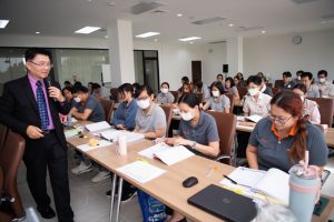 การฝึกอบรม ฝึกอบรม การอบรม อบรม การสัมมนา สัมมนา จัดสัมมนา การสอน สอน วิชา บรรยาย ปฏิบัติ ฝึกปฏิบัติ กิจกรรมกลุ่ม ประชุม ระดมสมอง อภิปราย รายงาน นำเสนอ train training seminar topic course outline proposal group brainstorming workshop discuss discussion content topic syllabus curriculum development วิชา เนื้อหา หัวข้อ รูปแบบ ผู้เข้าอบรม ห้องเรียน ห้องอบรม ห้องประชุม หลักสูตรหัวหน้างาน หลักสูตรพัฒนาหัวหน้างาน หลักสูตรหัวหน้างานยุคใหม่ การบริหาร management หัวหน้างาน supervisor การบังคับบัญชาสำหรับหัวหน้างาน supervisory บทบาทหัวหน้างาน บทบาทและหน้าที่หัวหน้างาน supervisory skill การแก้ปัญหาและตัดสินใจ problem solving problem solving and decision making การบริหารความขัดแย้ง conflict conflict management การเป็นผู้นำ leadership ผู้นำ leader โค้ช coach การสอนงาน coaching การสั่งการ การสั่งงาน directing การมอบหมายงาน delegation การควบคุมงาน controlling การจูงใจ การจูงใจผู้ใต้บังคับบัญชา การจูงใจลูกน้อง motivation การประเมินผลการปฏิบัติงาน performance appraisal การบริหารทรัพยากรบุคคล human resource management งานด้านบุคคล hr human resource การบริหารทรัพยากรมนุษย์ การพัฒนาบุคลากร แผนการฝึกอบรมประจำปี training training road map การรักษาบุคลากร engagement การรักษาคนเก่ง talent retention การคิดอย่างเป็นระบบ systematic thinking การคิดสร้างสรรค์ creative thinking การทำงานเป็นทีม team teamwork การสื่อสาร communication การประสานงาน cooperation การเจรจาต่อรอง negotiation การนำเสนอ present presentation presentation skill presentation technique การวางแผน plan planning การจัดลำดับความสำคัญของงาน priority setting การให้คำปรึกษา counseling การเป็นพี่เลี้ยง พี่เลี้ยง mentor mentoring การสัมภาษณ์พนักงาน interview interviewing ความฉลาดทางอารมณ์ E.Q. e.q. 5ส 5s การเพิ่มผลผลิต productivity การลดต้นทุน cost cost reduction การขาย sales การตลาด marketing การให้บริการ service service mind การบริหารลูกค้าสัมพันธ์ crm customer relationship management การบริหารเชิงกลยุทธ์ strategic management การวางแผนกลยุทธ์ strategic planning การกำหนดตัวชี้วัดในการทำงาน kpi การบริหารเวลา time management โหงวเฮ้ง kaizen บริษัท ไอเดียล อินโนเวชั่น จำกัด ไอเดียลอินโนเวชั่น วิชิต สุรพนานนท์ชัย ดร.วิชิต สุรพนานนท์ชัย วิทยากร อาจารย์ ด๊อกเตอร์ ดร. บริษัทวางระบบองค์กร วางระบบองค์กร วางระบบบริษัท รับวางระบบบริษัท บริษัทวางระบบ การวางระบบบริษัท บริษัทที่ปรึกษา บริษัทวางระบบด้านงานบุคคล ที่ปรึกษา งานที่ปรึกษา ที่ปรึกษาด้าน hr บริษัทที่ปรึกษาด้าน hr ที่ปรึกษา hr ปรึกษา hr ที่ปรึกษางาน hr ที่ปรึกษาด้านทรัพยากรบุคคล บริษัท hr consultant บริษัทที่ปรึกษาด้าน hrd ที่ปรึกษา hrd ปรึกษา hrd ที่ปรึกษางาน hrd บริษัทที่ปรึกษาธุรกิจ บริษัทที่ปรึกษาจำกัด ที่ปรึกษาองค์กร บริษัทรับวางระบบ วางระบบด้านงานบุคคล วางระบบด้านการบริหาร วางระบบด้าน hr งานด้าน hr ผู้เชี่ยวชาญด้าน hr ที่ปรึกษาด้านการขาย วางระบบด้านการขาย ที่ปรึกษาด้านการตลาด วางระบบด้านการตลาด ที่ปรึกษาด้านบัญชี วางระบบด้านบัญชี ที่ปรึกษาด้านการเงิน วางระบบด้านการเงิน ที่ปรึกษาด้านบริการ วางระบบด้านบริการ DeepSeek Gemini ChatGPT