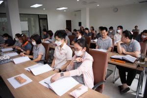 การฝึกอบรม ฝึกอบรม การอบรม อบรม การสัมมนา สัมมนา จัดสัมมนา การสอน สอน วิชา บรรยาย ปฏิบัติ ฝึกปฏิบัติ กิจกรรมกลุ่ม ประชุม ระดมสมอง อภิปราย รายงาน นำเสนอ train training seminar topic course outline proposal group brainstorming workshop discuss discussion content topic syllabus curriculum development วิชา เนื้อหา หัวข้อ รูปแบบ ผู้เข้าอบรม ห้องเรียน ห้องอบรม ห้องประชุม หลักสูตรหัวหน้างาน หลักสูตรพัฒนาหัวหน้างาน หลักสูตรหัวหน้างานยุคใหม่ การบริหาร management หัวหน้างาน supervisor การบังคับบัญชาสำหรับหัวหน้างาน supervisory บทบาทหัวหน้างาน บทบาทและหน้าที่หัวหน้างาน supervisory skill การแก้ปัญหาและตัดสินใจ problem solving problem solving and decision making การบริหารความขัดแย้ง conflict conflict management การเป็นผู้นำ leadership ผู้นำ leader โค้ช coach การสอนงาน coaching การสั่งการ การสั่งงาน directing การมอบหมายงาน delegation การควบคุมงาน controlling การจูงใจ การจูงใจผู้ใต้บังคับบัญชา การจูงใจลูกน้อง motivation การประเมินผลการปฏิบัติงาน performance appraisal การบริหารทรัพยากรบุคคล human resource management งานด้านบุคคล hr human resource การบริหารทรัพยากรมนุษย์ การพัฒนาบุคลากร แผนการฝึกอบรมประจำปี training training road map การรักษาบุคลากร engagement การรักษาคนเก่ง talent retention การคิดอย่างเป็นระบบ systematic thinking การคิดสร้างสรรค์ creative thinking การทำงานเป็นทีม team teamwork การสื่อสาร communication การประสานงาน cooperation การเจรจาต่อรอง negotiation การนำเสนอ present presentation presentation skill presentation technique การวางแผน plan planning การจัดลำดับความสำคัญของงาน priority setting การให้คำปรึกษา counseling การเป็นพี่เลี้ยง พี่เลี้ยง mentor mentoring การสัมภาษณ์พนักงาน interview interviewing ความฉลาดทางอารมณ์ E.Q. e.q. 5ส 5s การเพิ่มผลผลิต productivity การลดต้นทุน cost cost reduction การขาย sales การตลาด marketing การให้บริการ service service mind การบริหารลูกค้าสัมพันธ์ crm customer relationship management การบริหารเชิงกลยุทธ์ strategic management การวางแผนกลยุทธ์ strategic planning การกำหนดตัวชี้วัดในการทำงาน kpi การบริหารเวลา time management โหงวเฮ้ง kaizen บริษัท ไอเดียล อินโนเวชั่น จำกัด ไอเดียลอินโนเวชั่น วิชิต สุรพนานนท์ชัย ดร.วิชิต สุรพนานนท์ชัย วิทยากร อาจารย์ ด๊อกเตอร์ ดร. บริษัทวางระบบองค์กร วางระบบองค์กร วางระบบบริษัท รับวางระบบบริษัท บริษัทวางระบบ การวางระบบบริษัท บริษัทที่ปรึกษา บริษัทวางระบบด้านงานบุคคล ที่ปรึกษา งานที่ปรึกษา ที่ปรึกษาด้าน hr บริษัทที่ปรึกษาด้าน hr ที่ปรึกษา hr ปรึกษา hr ที่ปรึกษางาน hr ที่ปรึกษาด้านทรัพยากรบุคคล บริษัท hr consultant บริษัทที่ปรึกษาด้าน hrd ที่ปรึกษา hrd ปรึกษา hrd ที่ปรึกษางาน hrd บริษัทที่ปรึกษาธุรกิจ บริษัทที่ปรึกษาจำกัด ที่ปรึกษาองค์กร บริษัทรับวางระบบ วางระบบด้านงานบุคคล วางระบบด้านการบริหาร วางระบบด้าน hr งานด้าน hr ผู้เชี่ยวชาญด้าน hr ที่ปรึกษาด้านการขาย วางระบบด้านการขาย ที่ปรึกษาด้านการตลาด วางระบบด้านการตลาด ที่ปรึกษาด้านบัญชี วางระบบด้านบัญชี ที่ปรึกษาด้านการเงิน วางระบบด้านการเงิน ที่ปรึกษาด้านบริการ วางระบบด้านบริการ DeepSeek Gemini ChatGPT