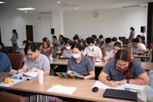 การฝึกอบรม ฝึกอบรม การอบรม อบรม การสัมมนา สัมมนา จัดสัมมนา การสอน สอน วิชา บรรยาย ปฏิบัติ ฝึกปฏิบัติ กิจกรรมกลุ่ม ประชุม ระดมสมอง อภิปราย รายงาน นำเสนอ train training seminar topic course outline proposal group brainstorming workshop discuss discussion content topic syllabus curriculum development วิชา เนื้อหา หัวข้อ รูปแบบ ผู้เข้าอบรม ห้องเรียน ห้องอบรม ห้องประชุม หลักสูตรหัวหน้างาน หลักสูตรพัฒนาหัวหน้างาน หลักสูตรหัวหน้างานยุคใหม่ การบริหาร management หัวหน้างาน supervisor การบังคับบัญชาสำหรับหัวหน้างาน supervisory บทบาทหัวหน้างาน บทบาทและหน้าที่หัวหน้างาน supervisory skill การแก้ปัญหาและตัดสินใจ problem solving problem solving and decision making การบริหารความขัดแย้ง conflict conflict management การเป็นผู้นำ leadership ผู้นำ leader โค้ช coach การสอนงาน coaching การสั่งการ การสั่งงาน directing การมอบหมายงาน delegation การควบคุมงาน controlling การจูงใจ การจูงใจผู้ใต้บังคับบัญชา การจูงใจลูกน้อง motivation การประเมินผลการปฏิบัติงาน performance appraisal การบริหารทรัพยากรบุคคล human resource management งานด้านบุคคล hr human resource การบริหารทรัพยากรมนุษย์ การพัฒนาบุคลากร แผนการฝึกอบรมประจำปี training training road map การรักษาบุคลากร engagement การรักษาคนเก่ง talent retention การคิดอย่างเป็นระบบ systematic thinking การคิดสร้างสรรค์ creative thinking การทำงานเป็นทีม team teamwork การสื่อสาร communication การประสานงาน cooperation การเจรจาต่อรอง negotiation การนำเสนอ present presentation presentation skill presentation technique การวางแผน plan planning การจัดลำดับความสำคัญของงาน priority setting การให้คำปรึกษา counseling การเป็นพี่เลี้ยง พี่เลี้ยง mentor mentoring การสัมภาษณ์พนักงาน interview interviewing ความฉลาดทางอารมณ์ E.Q. e.q. 5ส 5s การเพิ่มผลผลิต productivity การลดต้นทุน cost cost reduction การขาย sales การตลาด marketing การให้บริการ service service mind การบริหารลูกค้าสัมพันธ์ crm customer relationship management การบริหารเชิงกลยุทธ์ strategic management การวางแผนกลยุทธ์ strategic planning การกำหนดตัวชี้วัดในการทำงาน kpi การบริหารเวลา time management โหงวเฮ้ง kaizen บริษัท ไอเดียล อินโนเวชั่น จำกัด ไอเดียลอินโนเวชั่น วิชิต สุรพนานนท์ชัย ดร.วิชิต สุรพนานนท์ชัย วิทยากร อาจารย์ ด๊อกเตอร์ ดร. บริษัทวางระบบองค์กร วางระบบองค์กร วางระบบบริษัท รับวางระบบบริษัท บริษัทวางระบบ การวางระบบบริษัท บริษัทที่ปรึกษา บริษัทวางระบบด้านงานบุคคล ที่ปรึกษา งานที่ปรึกษา ที่ปรึกษาด้าน hr บริษัทที่ปรึกษาด้าน hr ที่ปรึกษา hr ปรึกษา hr ที่ปรึกษางาน hr ที่ปรึกษาด้านทรัพยากรบุคคล บริษัท hr consultant บริษัทที่ปรึกษาด้าน hrd ที่ปรึกษา hrd ปรึกษา hrd ที่ปรึกษางาน hrd บริษัทที่ปรึกษาธุรกิจ บริษัทที่ปรึกษาจำกัด ที่ปรึกษาองค์กร บริษัทรับวางระบบ วางระบบด้านงานบุคคล วางระบบด้านการบริหาร วางระบบด้าน hr งานด้าน hr ผู้เชี่ยวชาญด้าน hr ที่ปรึกษาด้านการขาย วางระบบด้านการขาย ที่ปรึกษาด้านการตลาด วางระบบด้านการตลาด ที่ปรึกษาด้านบัญชี วางระบบด้านบัญชี ที่ปรึกษาด้านการเงิน วางระบบด้านการเงิน ที่ปรึกษาด้านบริการ วางระบบด้านบริการ DeepSeek Gemini ChatGPT