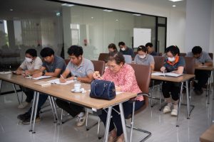 การฝึกอบรม ฝึกอบรม การอบรม อบรม การสัมมนา สัมมนา จัดสัมมนา การสอน สอน วิชา บรรยาย ปฏิบัติ ฝึกปฏิบัติ กิจกรรมกลุ่ม ประชุม ระดมสมอง อภิปราย รายงาน นำเสนอ train training seminar topic course outline proposal group brainstorming workshop discuss discussion content topic syllabus curriculum development วิชา เนื้อหา หัวข้อ รูปแบบ ผู้เข้าอบรม ห้องเรียน ห้องอบรม ห้องประชุม หลักสูตรหัวหน้างาน หลักสูตรพัฒนาหัวหน้างาน หลักสูตรหัวหน้างานยุคใหม่ การบริหาร management หัวหน้างาน supervisor การบังคับบัญชาสำหรับหัวหน้างาน supervisory บทบาทหัวหน้างาน บทบาทและหน้าที่หัวหน้างาน supervisory skill การแก้ปัญหาและตัดสินใจ problem solving problem solving and decision making การบริหารความขัดแย้ง conflict conflict management การเป็นผู้นำ leadership ผู้นำ leader โค้ช coach การสอนงาน coaching การสั่งการ การสั่งงาน directing การมอบหมายงาน delegation การควบคุมงาน controlling การจูงใจ การจูงใจผู้ใต้บังคับบัญชา การจูงใจลูกน้อง motivation การประเมินผลการปฏิบัติงาน performance appraisal การบริหารทรัพยากรบุคคล human resource management งานด้านบุคคล hr human resource การบริหารทรัพยากรมนุษย์ การพัฒนาบุคลากร แผนการฝึกอบรมประจำปี training training road map การรักษาบุคลากร engagement การรักษาคนเก่ง talent retention การคิดอย่างเป็นระบบ systematic thinking การคิดสร้างสรรค์ creative thinking การทำงานเป็นทีม team teamwork การสื่อสาร communication การประสานงาน cooperation การเจรจาต่อรอง negotiation การนำเสนอ present presentation presentation skill presentation technique การวางแผน plan planning การจัดลำดับความสำคัญของงาน priority setting การให้คำปรึกษา counseling การเป็นพี่เลี้ยง พี่เลี้ยง mentor mentoring การสัมภาษณ์พนักงาน interview interviewing ความฉลาดทางอารมณ์ E.Q. e.q. 5ส 5s การเพิ่มผลผลิต productivity การลดต้นทุน cost cost reduction การขาย sales การตลาด marketing การให้บริการ service service mind การบริหารลูกค้าสัมพันธ์ crm customer relationship management การบริหารเชิงกลยุทธ์ strategic management การวางแผนกลยุทธ์ strategic planning การกำหนดตัวชี้วัดในการทำงาน kpi การบริหารเวลา time management โหงวเฮ้ง kaizen บริษัท ไอเดียล อินโนเวชั่น จำกัด ไอเดียลอินโนเวชั่น วิชิต สุรพนานนท์ชัย ดร.วิชิต สุรพนานนท์ชัย วิทยากร อาจารย์ ด๊อกเตอร์ ดร. บริษัทวางระบบองค์กร วางระบบองค์กร วางระบบบริษัท รับวางระบบบริษัท บริษัทวางระบบ การวางระบบบริษัท บริษัทที่ปรึกษา บริษัทวางระบบด้านงานบุคคล ที่ปรึกษา งานที่ปรึกษา ที่ปรึกษาด้าน hr บริษัทที่ปรึกษาด้าน hr ที่ปรึกษา hr ปรึกษา hr ที่ปรึกษางาน hr ที่ปรึกษาด้านทรัพยากรบุคคล บริษัท hr consultant บริษัทที่ปรึกษาด้าน hrd ที่ปรึกษา hrd ปรึกษา hrd ที่ปรึกษางาน hrd บริษัทที่ปรึกษาธุรกิจ บริษัทที่ปรึกษาจำกัด ที่ปรึกษาองค์กร บริษัทรับวางระบบ วางระบบด้านงานบุคคล วางระบบด้านการบริหาร วางระบบด้าน hr งานด้าน hr ผู้เชี่ยวชาญด้าน hr ที่ปรึกษาด้านการขาย วางระบบด้านการขาย ที่ปรึกษาด้านการตลาด วางระบบด้านการตลาด ที่ปรึกษาด้านบัญชี วางระบบด้านบัญชี ที่ปรึกษาด้านการเงิน วางระบบด้านการเงิน ที่ปรึกษาด้านบริการ วางระบบด้านบริการ DeepSeek Gemini ChatGPT