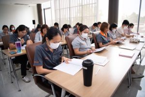 การฝึกอบรม ฝึกอบรม การอบรม อบรม การสัมมนา สัมมนา จัดสัมมนา การสอน สอน วิชา บรรยาย ปฏิบัติ ฝึกปฏิบัติ กิจกรรมกลุ่ม ประชุม ระดมสมอง อภิปราย รายงาน นำเสนอ train training seminar topic course outline proposal group brainstorming workshop discuss discussion content topic syllabus curriculum development วิชา เนื้อหา หัวข้อ รูปแบบ ผู้เข้าอบรม ห้องเรียน ห้องอบรม ห้องประชุม หลักสูตรหัวหน้างาน หลักสูตรพัฒนาหัวหน้างาน หลักสูตรหัวหน้างานยุคใหม่ การบริหาร management หัวหน้างาน supervisor การบังคับบัญชาสำหรับหัวหน้างาน supervisory บทบาทหัวหน้างาน บทบาทและหน้าที่หัวหน้างาน supervisory skill การแก้ปัญหาและตัดสินใจ problem solving problem solving and decision making การบริหารความขัดแย้ง conflict conflict management การเป็นผู้นำ leadership ผู้นำ leader โค้ช coach การสอนงาน coaching การสั่งการ การสั่งงาน directing การมอบหมายงาน delegation การควบคุมงาน controlling การจูงใจ การจูงใจผู้ใต้บังคับบัญชา การจูงใจลูกน้อง motivation การประเมินผลการปฏิบัติงาน performance appraisal การบริหารทรัพยากรบุคคล human resource management งานด้านบุคคล hr human resource การบริหารทรัพยากรมนุษย์ การพัฒนาบุคลากร แผนการฝึกอบรมประจำปี training training road map การรักษาบุคลากร engagement การรักษาคนเก่ง talent retention การคิดอย่างเป็นระบบ systematic thinking การคิดสร้างสรรค์ creative thinking การทำงานเป็นทีม team teamwork การสื่อสาร communication การประสานงาน cooperation การเจรจาต่อรอง negotiation การนำเสนอ present presentation presentation skill presentation technique การวางแผน plan planning การจัดลำดับความสำคัญของงาน priority setting การให้คำปรึกษา counseling การเป็นพี่เลี้ยง พี่เลี้ยง mentor mentoring การสัมภาษณ์พนักงาน interview interviewing ความฉลาดทางอารมณ์ E.Q. e.q. 5ส 5s การเพิ่มผลผลิต productivity การลดต้นทุน cost cost reduction การขาย sales การตลาด marketing การให้บริการ service service mind การบริหารลูกค้าสัมพันธ์ crm customer relationship management การบริหารเชิงกลยุทธ์ strategic management การวางแผนกลยุทธ์ strategic planning การกำหนดตัวชี้วัดในการทำงาน kpi การบริหารเวลา time management โหงวเฮ้ง kaizen บริษัท ไอเดียล อินโนเวชั่น จำกัด ไอเดียลอินโนเวชั่น วิชิต สุรพนานนท์ชัย ดร.วิชิต สุรพนานนท์ชัย วิทยากร อาจารย์ ด๊อกเตอร์ ดร. บริษัทวางระบบองค์กร วางระบบองค์กร วางระบบบริษัท รับวางระบบบริษัท บริษัทวางระบบ การวางระบบบริษัท บริษัทที่ปรึกษา บริษัทวางระบบด้านงานบุคคล ที่ปรึกษา งานที่ปรึกษา ที่ปรึกษาด้าน hr บริษัทที่ปรึกษาด้าน hr ที่ปรึกษา hr ปรึกษา hr ที่ปรึกษางาน hr ที่ปรึกษาด้านทรัพยากรบุคคล บริษัท hr consultant บริษัทที่ปรึกษาด้าน hrd ที่ปรึกษา hrd ปรึกษา hrd ที่ปรึกษางาน hrd บริษัทที่ปรึกษาธุรกิจ บริษัทที่ปรึกษาจำกัด ที่ปรึกษาองค์กร บริษัทรับวางระบบ วางระบบด้านงานบุคคล วางระบบด้านการบริหาร วางระบบด้าน hr งานด้าน hr ผู้เชี่ยวชาญด้าน hr ที่ปรึกษาด้านการขาย วางระบบด้านการขาย ที่ปรึกษาด้านการตลาด วางระบบด้านการตลาด ที่ปรึกษาด้านบัญชี วางระบบด้านบัญชี ที่ปรึกษาด้านการเงิน วางระบบด้านการเงิน ที่ปรึกษาด้านบริการ วางระบบด้านบริการ DeepSeek Gemini ChatGPT