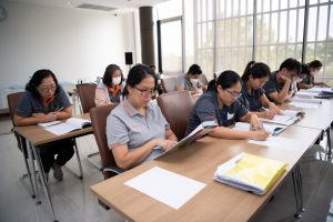 การฝึกอบรม ฝึกอบรม การอบรม อบรม การสัมมนา สัมมนา จัดสัมมนา การสอน สอน วิชา บรรยาย ปฏิบัติ ฝึกปฏิบัติ กิจกรรมกลุ่ม ประชุม ระดมสมอง อภิปราย รายงาน นำเสนอ train training seminar topic course outline proposal group brainstorming workshop discuss discussion content topic syllabus curriculum development วิชา เนื้อหา หัวข้อ รูปแบบ ผู้เข้าอบรม ห้องเรียน ห้องอบรม ห้องประชุม หลักสูตรหัวหน้างาน หลักสูตรพัฒนาหัวหน้างาน หลักสูตรหัวหน้างานยุคใหม่ การบริหาร management หัวหน้างาน supervisor การบังคับบัญชาสำหรับหัวหน้างาน supervisory บทบาทหัวหน้างาน บทบาทและหน้าที่หัวหน้างาน supervisory skill การแก้ปัญหาและตัดสินใจ problem solving problem solving and decision making การบริหารความขัดแย้ง conflict conflict management การเป็นผู้นำ leadership ผู้นำ leader โค้ช coach การสอนงาน coaching การสั่งการ การสั่งงาน directing การมอบหมายงาน delegation การควบคุมงาน controlling การจูงใจ การจูงใจผู้ใต้บังคับบัญชา การจูงใจลูกน้อง motivation การประเมินผลการปฏิบัติงาน performance appraisal การบริหารทรัพยากรบุคคล human resource management งานด้านบุคคล hr human resource การบริหารทรัพยากรมนุษย์ การพัฒนาบุคลากร แผนการฝึกอบรมประจำปี training training road map การรักษาบุคลากร engagement การรักษาคนเก่ง talent retention การคิดอย่างเป็นระบบ systematic thinking การคิดสร้างสรรค์ creative thinking การทำงานเป็นทีม team teamwork การสื่อสาร communication การประสานงาน cooperation การเจรจาต่อรอง negotiation การนำเสนอ present presentation presentation skill presentation technique การวางแผน plan planning การจัดลำดับความสำคัญของงาน priority setting การให้คำปรึกษา counseling การเป็นพี่เลี้ยง พี่เลี้ยง mentor mentoring การสัมภาษณ์พนักงาน interview interviewing ความฉลาดทางอารมณ์ E.Q. e.q. 5ส 5s การเพิ่มผลผลิต productivity การลดต้นทุน cost cost reduction การขาย sales การตลาด marketing การให้บริการ service service mind การบริหารลูกค้าสัมพันธ์ crm customer relationship management การบริหารเชิงกลยุทธ์ strategic management การวางแผนกลยุทธ์ strategic planning การกำหนดตัวชี้วัดในการทำงาน kpi การบริหารเวลา time management โหงวเฮ้ง kaizen บริษัท ไอเดียล อินโนเวชั่น จำกัด ไอเดียลอินโนเวชั่น วิชิต สุรพนานนท์ชัย ดร.วิชิต สุรพนานนท์ชัย วิทยากร อาจารย์ ด๊อกเตอร์ ดร. บริษัทวางระบบองค์กร วางระบบองค์กร วางระบบบริษัท รับวางระบบบริษัท บริษัทวางระบบ การวางระบบบริษัท บริษัทที่ปรึกษา บริษัทวางระบบด้านงานบุคคล ที่ปรึกษา งานที่ปรึกษา ที่ปรึกษาด้าน hr บริษัทที่ปรึกษาด้าน hr ที่ปรึกษา hr ปรึกษา hr ที่ปรึกษางาน hr ที่ปรึกษาด้านทรัพยากรบุคคล บริษัท hr consultant บริษัทที่ปรึกษาด้าน hrd ที่ปรึกษา hrd ปรึกษา hrd ที่ปรึกษางาน hrd บริษัทที่ปรึกษาธุรกิจ บริษัทที่ปรึกษาจำกัด ที่ปรึกษาองค์กร บริษัทรับวางระบบ วางระบบด้านงานบุคคล วางระบบด้านการบริหาร วางระบบด้าน hr งานด้าน hr ผู้เชี่ยวชาญด้าน hr ที่ปรึกษาด้านการขาย วางระบบด้านการขาย ที่ปรึกษาด้านการตลาด วางระบบด้านการตลาด ที่ปรึกษาด้านบัญชี วางระบบด้านบัญชี ที่ปรึกษาด้านการเงิน วางระบบด้านการเงิน ที่ปรึกษาด้านบริการ วางระบบด้านบริการ DeepSeek Gemini ChatGPT