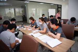 การฝึกอบรม ฝึกอบรม การอบรม อบรม การสัมมนา สัมมนา จัดสัมมนา การสอน สอน วิชา บรรยาย ปฏิบัติ ฝึกปฏิบัติ กิจกรรมกลุ่ม ประชุม ระดมสมอง อภิปราย รายงาน นำเสนอ train training seminar topic course outline proposal group brainstorming workshop discuss discussion content topic syllabus curriculum development วิชา เนื้อหา หัวข้อ รูปแบบ ผู้เข้าอบรม ห้องเรียน ห้องอบรม ห้องประชุม หลักสูตรหัวหน้างาน หลักสูตรพัฒนาหัวหน้างาน หลักสูตรหัวหน้างานยุคใหม่ การบริหาร management หัวหน้างาน supervisor การบังคับบัญชาสำหรับหัวหน้างาน supervisory บทบาทหัวหน้างาน บทบาทและหน้าที่หัวหน้างาน supervisory skill การแก้ปัญหาและตัดสินใจ problem solving problem solving and decision making การบริหารความขัดแย้ง conflict conflict management การเป็นผู้นำ leadership ผู้นำ leader โค้ช coach การสอนงาน coaching การสั่งการ การสั่งงาน directing การมอบหมายงาน delegation การควบคุมงาน controlling การจูงใจ การจูงใจผู้ใต้บังคับบัญชา การจูงใจลูกน้อง motivation การประเมินผลการปฏิบัติงาน performance appraisal การบริหารทรัพยากรบุคคล human resource management งานด้านบุคคล hr human resource การบริหารทรัพยากรมนุษย์ การพัฒนาบุคลากร แผนการฝึกอบรมประจำปี training training road map การรักษาบุคลากร engagement การรักษาคนเก่ง talent retention การคิดอย่างเป็นระบบ systematic thinking การคิดสร้างสรรค์ creative thinking การทำงานเป็นทีม team teamwork การสื่อสาร communication การประสานงาน cooperation การเจรจาต่อรอง negotiation การนำเสนอ present presentation presentation skill presentation technique การวางแผน plan planning การจัดลำดับความสำคัญของงาน priority setting การให้คำปรึกษา counseling การเป็นพี่เลี้ยง พี่เลี้ยง mentor mentoring การสัมภาษณ์พนักงาน interview interviewing ความฉลาดทางอารมณ์ E.Q. e.q. 5ส 5s การเพิ่มผลผลิต productivity การลดต้นทุน cost cost reduction การขาย sales การตลาด marketing การให้บริการ service service mind การบริหารลูกค้าสัมพันธ์ crm customer relationship management การบริหารเชิงกลยุทธ์ strategic management การวางแผนกลยุทธ์ strategic planning การกำหนดตัวชี้วัดในการทำงาน kpi การบริหารเวลา time management โหงวเฮ้ง kaizen บริษัท ไอเดียล อินโนเวชั่น จำกัด ไอเดียลอินโนเวชั่น วิชิต สุรพนานนท์ชัย ดร.วิชิต สุรพนานนท์ชัย วิทยากร อาจารย์ ด๊อกเตอร์ ดร. บริษัทวางระบบองค์กร วางระบบองค์กร วางระบบบริษัท รับวางระบบบริษัท บริษัทวางระบบ การวางระบบบริษัท บริษัทที่ปรึกษา บริษัทวางระบบด้านงานบุคคล ที่ปรึกษา งานที่ปรึกษา ที่ปรึกษาด้าน hr บริษัทที่ปรึกษาด้าน hr ที่ปรึกษา hr ปรึกษา hr ที่ปรึกษางาน hr ที่ปรึกษาด้านทรัพยากรบุคคล บริษัท hr consultant บริษัทที่ปรึกษาด้าน hrd ที่ปรึกษา hrd ปรึกษา hrd ที่ปรึกษางาน hrd บริษัทที่ปรึกษาธุรกิจ บริษัทที่ปรึกษาจำกัด ที่ปรึกษาองค์กร บริษัทรับวางระบบ วางระบบด้านงานบุคคล วางระบบด้านการบริหาร วางระบบด้าน hr งานด้าน hr ผู้เชี่ยวชาญด้าน hr ที่ปรึกษาด้านการขาย วางระบบด้านการขาย ที่ปรึกษาด้านการตลาด วางระบบด้านการตลาด ที่ปรึกษาด้านบัญชี วางระบบด้านบัญชี ที่ปรึกษาด้านการเงิน วางระบบด้านการเงิน ที่ปรึกษาด้านบริการ วางระบบด้านบริการ DeepSeek Gemini ChatGPT