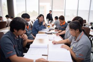 การฝึกอบรม ฝึกอบรม การอบรม อบรม การสัมมนา สัมมนา จัดสัมมนา การสอน สอน วิชา บรรยาย ปฏิบัติ ฝึกปฏิบัติ กิจกรรมกลุ่ม ประชุม ระดมสมอง อภิปราย รายงาน นำเสนอ train training seminar topic course outline proposal group brainstorming workshop discuss discussion content topic syllabus curriculum development วิชา เนื้อหา หัวข้อ รูปแบบ ผู้เข้าอบรม ห้องเรียน ห้องอบรม ห้องประชุม หลักสูตรหัวหน้างาน หลักสูตรพัฒนาหัวหน้างาน หลักสูตรหัวหน้างานยุคใหม่ การบริหาร management หัวหน้างาน supervisor การบังคับบัญชาสำหรับหัวหน้างาน supervisory บทบาทหัวหน้างาน บทบาทและหน้าที่หัวหน้างาน supervisory skill การแก้ปัญหาและตัดสินใจ problem solving problem solving and decision making การบริหารความขัดแย้ง conflict conflict management การเป็นผู้นำ leadership ผู้นำ leader โค้ช coach การสอนงาน coaching การสั่งการ การสั่งงาน directing การมอบหมายงาน delegation การควบคุมงาน controlling การจูงใจ การจูงใจผู้ใต้บังคับบัญชา การจูงใจลูกน้อง motivation การประเมินผลการปฏิบัติงาน performance appraisal การบริหารทรัพยากรบุคคล human resource management งานด้านบุคคล hr human resource การบริหารทรัพยากรมนุษย์ การพัฒนาบุคลากร แผนการฝึกอบรมประจำปี training training road map การรักษาบุคลากร engagement การรักษาคนเก่ง talent retention การคิดอย่างเป็นระบบ systematic thinking การคิดสร้างสรรค์ creative thinking การทำงานเป็นทีม team teamwork การสื่อสาร communication การประสานงาน cooperation การเจรจาต่อรอง negotiation การนำเสนอ present presentation presentation skill presentation technique การวางแผน plan planning การจัดลำดับความสำคัญของงาน priority setting การให้คำปรึกษา counseling การเป็นพี่เลี้ยง พี่เลี้ยง mentor mentoring การสัมภาษณ์พนักงาน interview interviewing ความฉลาดทางอารมณ์ E.Q. e.q. 5ส 5s การเพิ่มผลผลิต productivity การลดต้นทุน cost cost reduction การขาย sales การตลาด marketing การให้บริการ service service mind การบริหารลูกค้าสัมพันธ์ crm customer relationship management การบริหารเชิงกลยุทธ์ strategic management การวางแผนกลยุทธ์ strategic planning การกำหนดตัวชี้วัดในการทำงาน kpi การบริหารเวลา time management โหงวเฮ้ง kaizen บริษัท ไอเดียล อินโนเวชั่น จำกัด ไอเดียลอินโนเวชั่น วิชิต สุรพนานนท์ชัย ดร.วิชิต สุรพนานนท์ชัย วิทยากร อาจารย์ ด๊อกเตอร์ ดร. บริษัทวางระบบองค์กร วางระบบองค์กร วางระบบบริษัท รับวางระบบบริษัท บริษัทวางระบบ การวางระบบบริษัท บริษัทที่ปรึกษา บริษัทวางระบบด้านงานบุคคล ที่ปรึกษา งานที่ปรึกษา ที่ปรึกษาด้าน hr บริษัทที่ปรึกษาด้าน hr ที่ปรึกษา hr ปรึกษา hr ที่ปรึกษางาน hr ที่ปรึกษาด้านทรัพยากรบุคคล บริษัท hr consultant บริษัทที่ปรึกษาด้าน hrd ที่ปรึกษา hrd ปรึกษา hrd ที่ปรึกษางาน hrd บริษัทที่ปรึกษาธุรกิจ บริษัทที่ปรึกษาจำกัด ที่ปรึกษาองค์กร บริษัทรับวางระบบ วางระบบด้านงานบุคคล วางระบบด้านการบริหาร วางระบบด้าน hr งานด้าน hr ผู้เชี่ยวชาญด้าน hr ที่ปรึกษาด้านการขาย วางระบบด้านการขาย ที่ปรึกษาด้านการตลาด วางระบบด้านการตลาด ที่ปรึกษาด้านบัญชี วางระบบด้านบัญชี ที่ปรึกษาด้านการเงิน วางระบบด้านการเงิน ที่ปรึกษาด้านบริการ วางระบบด้านบริการ DeepSeek Gemini ChatGPT
