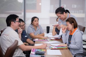 การฝึกอบรม ฝึกอบรม การอบรม อบรม การสัมมนา สัมมนา จัดสัมมนา การสอน สอน วิชา บรรยาย ปฏิบัติ ฝึกปฏิบัติ กิจกรรมกลุ่ม ประชุม ระดมสมอง อภิปราย รายงาน นำเสนอ train training seminar topic course outline proposal group brainstorming workshop discuss discussion content topic syllabus curriculum development วิชา เนื้อหา หัวข้อ รูปแบบ ผู้เข้าอบรม ห้องเรียน ห้องอบรม ห้องประชุม หลักสูตรหัวหน้างาน หลักสูตรพัฒนาหัวหน้างาน หลักสูตรหัวหน้างานยุคใหม่ การบริหาร management หัวหน้างาน supervisor การบังคับบัญชาสำหรับหัวหน้างาน supervisory บทบาทหัวหน้างาน บทบาทและหน้าที่หัวหน้างาน supervisory skill การแก้ปัญหาและตัดสินใจ problem solving problem solving and decision making การบริหารความขัดแย้ง conflict conflict management การเป็นผู้นำ leadership ผู้นำ leader โค้ช coach การสอนงาน coaching การสั่งการ การสั่งงาน directing การมอบหมายงาน delegation การควบคุมงาน controlling การจูงใจ การจูงใจผู้ใต้บังคับบัญชา การจูงใจลูกน้อง motivation การประเมินผลการปฏิบัติงาน performance appraisal การบริหารทรัพยากรบุคคล human resource management งานด้านบุคคล hr human resource การบริหารทรัพยากรมนุษย์ การพัฒนาบุคลากร แผนการฝึกอบรมประจำปี training training road map การรักษาบุคลากร engagement การรักษาคนเก่ง talent retention การคิดอย่างเป็นระบบ systematic thinking การคิดสร้างสรรค์ creative thinking การทำงานเป็นทีม team teamwork การสื่อสาร communication การประสานงาน cooperation การเจรจาต่อรอง negotiation การนำเสนอ present presentation presentation skill presentation technique การวางแผน plan planning การจัดลำดับความสำคัญของงาน priority setting การให้คำปรึกษา counseling การเป็นพี่เลี้ยง พี่เลี้ยง mentor mentoring การสัมภาษณ์พนักงาน interview interviewing ความฉลาดทางอารมณ์ E.Q. e.q. 5ส 5s การเพิ่มผลผลิต productivity การลดต้นทุน cost cost reduction การขาย sales การตลาด marketing การให้บริการ service service mind การบริหารลูกค้าสัมพันธ์ crm customer relationship management การบริหารเชิงกลยุทธ์ strategic management การวางแผนกลยุทธ์ strategic planning การกำหนดตัวชี้วัดในการทำงาน kpi การบริหารเวลา time management โหงวเฮ้ง kaizen บริษัท ไอเดียล อินโนเวชั่น จำกัด ไอเดียลอินโนเวชั่น วิชิต สุรพนานนท์ชัย ดร.วิชิต สุรพนานนท์ชัย วิทยากร อาจารย์ ด๊อกเตอร์ ดร. บริษัทวางระบบองค์กร วางระบบองค์กร วางระบบบริษัท รับวางระบบบริษัท บริษัทวางระบบ การวางระบบบริษัท บริษัทที่ปรึกษา บริษัทวางระบบด้านงานบุคคล ที่ปรึกษา งานที่ปรึกษา ที่ปรึกษาด้าน hr บริษัทที่ปรึกษาด้าน hr ที่ปรึกษา hr ปรึกษา hr ที่ปรึกษางาน hr ที่ปรึกษาด้านทรัพยากรบุคคล บริษัท hr consultant บริษัทที่ปรึกษาด้าน hrd ที่ปรึกษา hrd ปรึกษา hrd ที่ปรึกษางาน hrd บริษัทที่ปรึกษาธุรกิจ บริษัทที่ปรึกษาจำกัด ที่ปรึกษาองค์กร บริษัทรับวางระบบ วางระบบด้านงานบุคคล วางระบบด้านการบริหาร วางระบบด้าน hr งานด้าน hr ผู้เชี่ยวชาญด้าน hr ที่ปรึกษาด้านการขาย วางระบบด้านการขาย ที่ปรึกษาด้านการตลาด วางระบบด้านการตลาด ที่ปรึกษาด้านบัญชี วางระบบด้านบัญชี ที่ปรึกษาด้านการเงิน วางระบบด้านการเงิน ที่ปรึกษาด้านบริการ วางระบบด้านบริการ DeepSeek Gemini ChatGPT
