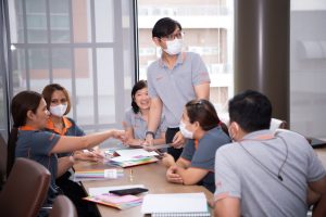 การฝึกอบรม ฝึกอบรม การอบรม อบรม การสัมมนา สัมมนา จัดสัมมนา การสอน สอน วิชา บรรยาย ปฏิบัติ ฝึกปฏิบัติ กิจกรรมกลุ่ม ประชุม ระดมสมอง อภิปราย รายงาน นำเสนอ train training seminar topic course outline proposal group brainstorming workshop discuss discussion content topic syllabus curriculum development วิชา เนื้อหา หัวข้อ รูปแบบ ผู้เข้าอบรม ห้องเรียน ห้องอบรม ห้องประชุม หลักสูตรหัวหน้างาน หลักสูตรพัฒนาหัวหน้างาน หลักสูตรหัวหน้างานยุคใหม่ การบริหาร management หัวหน้างาน supervisor การบังคับบัญชาสำหรับหัวหน้างาน supervisory บทบาทหัวหน้างาน บทบาทและหน้าที่หัวหน้างาน supervisory skill การแก้ปัญหาและตัดสินใจ problem solving problem solving and decision making การบริหารความขัดแย้ง conflict conflict management การเป็นผู้นำ leadership ผู้นำ leader โค้ช coach การสอนงาน coaching การสั่งการ การสั่งงาน directing การมอบหมายงาน delegation การควบคุมงาน controlling การจูงใจ การจูงใจผู้ใต้บังคับบัญชา การจูงใจลูกน้อง motivation การประเมินผลการปฏิบัติงาน performance appraisal การบริหารทรัพยากรบุคคล human resource management งานด้านบุคคล hr human resource การบริหารทรัพยากรมนุษย์ การพัฒนาบุคลากร แผนการฝึกอบรมประจำปี training training road map การรักษาบุคลากร engagement การรักษาคนเก่ง talent retention การคิดอย่างเป็นระบบ systematic thinking การคิดสร้างสรรค์ creative thinking การทำงานเป็นทีม team teamwork การสื่อสาร communication การประสานงาน cooperation การเจรจาต่อรอง negotiation การนำเสนอ present presentation presentation skill presentation technique การวางแผน plan planning การจัดลำดับความสำคัญของงาน priority setting การให้คำปรึกษา counseling การเป็นพี่เลี้ยง พี่เลี้ยง mentor mentoring การสัมภาษณ์พนักงาน interview interviewing ความฉลาดทางอารมณ์ E.Q. e.q. 5ส 5s การเพิ่มผลผลิต productivity การลดต้นทุน cost cost reduction การขาย sales การตลาด marketing การให้บริการ service service mind การบริหารลูกค้าสัมพันธ์ crm customer relationship management การบริหารเชิงกลยุทธ์ strategic management การวางแผนกลยุทธ์ strategic planning การกำหนดตัวชี้วัดในการทำงาน kpi การบริหารเวลา time management โหงวเฮ้ง kaizen บริษัท ไอเดียล อินโนเวชั่น จำกัด ไอเดียลอินโนเวชั่น วิชิต สุรพนานนท์ชัย ดร.วิชิต สุรพนานนท์ชัย วิทยากร อาจารย์ ด๊อกเตอร์ ดร. บริษัทวางระบบองค์กร วางระบบองค์กร วางระบบบริษัท รับวางระบบบริษัท บริษัทวางระบบ การวางระบบบริษัท บริษัทที่ปรึกษา บริษัทวางระบบด้านงานบุคคล ที่ปรึกษา งานที่ปรึกษา ที่ปรึกษาด้าน hr บริษัทที่ปรึกษาด้าน hr ที่ปรึกษา hr ปรึกษา hr ที่ปรึกษางาน hr ที่ปรึกษาด้านทรัพยากรบุคคล บริษัท hr consultant บริษัทที่ปรึกษาด้าน hrd ที่ปรึกษา hrd ปรึกษา hrd ที่ปรึกษางาน hrd บริษัทที่ปรึกษาธุรกิจ บริษัทที่ปรึกษาจำกัด ที่ปรึกษาองค์กร บริษัทรับวางระบบ วางระบบด้านงานบุคคล วางระบบด้านการบริหาร วางระบบด้าน hr งานด้าน hr ผู้เชี่ยวชาญด้าน hr ที่ปรึกษาด้านการขาย วางระบบด้านการขาย ที่ปรึกษาด้านการตลาด วางระบบด้านการตลาด ที่ปรึกษาด้านบัญชี วางระบบด้านบัญชี ที่ปรึกษาด้านการเงิน วางระบบด้านการเงิน ที่ปรึกษาด้านบริการ วางระบบด้านบริการ DeepSeek Gemini ChatGPT