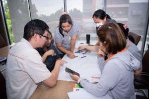 การฝึกอบรม ฝึกอบรม การอบรม อบรม การสัมมนา สัมมนา จัดสัมมนา การสอน สอน วิชา บรรยาย ปฏิบัติ ฝึกปฏิบัติ กิจกรรมกลุ่ม ประชุม ระดมสมอง อภิปราย รายงาน นำเสนอ train training seminar topic course outline proposal group brainstorming workshop discuss discussion content topic syllabus curriculum development วิชา เนื้อหา หัวข้อ รูปแบบ ผู้เข้าอบรม ห้องเรียน ห้องอบรม ห้องประชุม หลักสูตรหัวหน้างาน หลักสูตรพัฒนาหัวหน้างาน หลักสูตรหัวหน้างานยุคใหม่ การบริหาร management หัวหน้างาน supervisor การบังคับบัญชาสำหรับหัวหน้างาน supervisory บทบาทหัวหน้างาน บทบาทและหน้าที่หัวหน้างาน supervisory skill การแก้ปัญหาและตัดสินใจ problem solving problem solving and decision making การบริหารความขัดแย้ง conflict conflict management การเป็นผู้นำ leadership ผู้นำ leader โค้ช coach การสอนงาน coaching การสั่งการ การสั่งงาน directing การมอบหมายงาน delegation การควบคุมงาน controlling การจูงใจ การจูงใจผู้ใต้บังคับบัญชา การจูงใจลูกน้อง motivation การประเมินผลการปฏิบัติงาน performance appraisal การบริหารทรัพยากรบุคคล human resource management งานด้านบุคคล hr human resource การบริหารทรัพยากรมนุษย์ การพัฒนาบุคลากร แผนการฝึกอบรมประจำปี training training road map การรักษาบุคลากร engagement การรักษาคนเก่ง talent retention การคิดอย่างเป็นระบบ systematic thinking การคิดสร้างสรรค์ creative thinking การทำงานเป็นทีม team teamwork การสื่อสาร communication การประสานงาน cooperation การเจรจาต่อรอง negotiation การนำเสนอ present presentation presentation skill presentation technique การวางแผน plan planning การจัดลำดับความสำคัญของงาน priority setting การให้คำปรึกษา counseling การเป็นพี่เลี้ยง พี่เลี้ยง mentor mentoring การสัมภาษณ์พนักงาน interview interviewing ความฉลาดทางอารมณ์ E.Q. e.q. 5ส 5s การเพิ่มผลผลิต productivity การลดต้นทุน cost cost reduction การขาย sales การตลาด marketing การให้บริการ service service mind การบริหารลูกค้าสัมพันธ์ crm customer relationship management การบริหารเชิงกลยุทธ์ strategic management การวางแผนกลยุทธ์ strategic planning การกำหนดตัวชี้วัดในการทำงาน kpi การบริหารเวลา time management โหงวเฮ้ง kaizen บริษัท ไอเดียล อินโนเวชั่น จำกัด ไอเดียลอินโนเวชั่น วิชิต สุรพนานนท์ชัย ดร.วิชิต สุรพนานนท์ชัย วิทยากร อาจารย์ ด๊อกเตอร์ ดร. บริษัทวางระบบองค์กร วางระบบองค์กร วางระบบบริษัท รับวางระบบบริษัท บริษัทวางระบบ การวางระบบบริษัท บริษัทที่ปรึกษา บริษัทวางระบบด้านงานบุคคล ที่ปรึกษา งานที่ปรึกษา ที่ปรึกษาด้าน hr บริษัทที่ปรึกษาด้าน hr ที่ปรึกษา hr ปรึกษา hr ที่ปรึกษางาน hr ที่ปรึกษาด้านทรัพยากรบุคคล บริษัท hr consultant บริษัทที่ปรึกษาด้าน hrd ที่ปรึกษา hrd ปรึกษา hrd ที่ปรึกษางาน hrd บริษัทที่ปรึกษาธุรกิจ บริษัทที่ปรึกษาจำกัด ที่ปรึกษาองค์กร บริษัทรับวางระบบ วางระบบด้านงานบุคคล วางระบบด้านการบริหาร วางระบบด้าน hr งานด้าน hr ผู้เชี่ยวชาญด้าน hr ที่ปรึกษาด้านการขาย วางระบบด้านการขาย ที่ปรึกษาด้านการตลาด วางระบบด้านการตลาด ที่ปรึกษาด้านบัญชี วางระบบด้านบัญชี ที่ปรึกษาด้านการเงิน วางระบบด้านการเงิน ที่ปรึกษาด้านบริการ วางระบบด้านบริการ DeepSeek Gemini ChatGPT