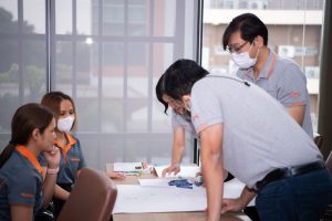 การฝึกอบรม ฝึกอบรม การอบรม อบรม การสัมมนา สัมมนา จัดสัมมนา การสอน สอน วิชา บรรยาย ปฏิบัติ ฝึกปฏิบัติ กิจกรรมกลุ่ม ประชุม ระดมสมอง อภิปราย รายงาน นำเสนอ train training seminar topic course outline proposal group brainstorming workshop discuss discussion content topic syllabus curriculum development วิชา เนื้อหา หัวข้อ รูปแบบ ผู้เข้าอบรม ห้องเรียน ห้องอบรม ห้องประชุม หลักสูตรหัวหน้างาน หลักสูตรพัฒนาหัวหน้างาน หลักสูตรหัวหน้างานยุคใหม่ การบริหาร management หัวหน้างาน supervisor การบังคับบัญชาสำหรับหัวหน้างาน supervisory บทบาทหัวหน้างาน บทบาทและหน้าที่หัวหน้างาน supervisory skill การแก้ปัญหาและตัดสินใจ problem solving problem solving and decision making การบริหารความขัดแย้ง conflict conflict management การเป็นผู้นำ leadership ผู้นำ leader โค้ช coach การสอนงาน coaching การสั่งการ การสั่งงาน directing การมอบหมายงาน delegation การควบคุมงาน controlling การจูงใจ การจูงใจผู้ใต้บังคับบัญชา การจูงใจลูกน้อง motivation การประเมินผลการปฏิบัติงาน performance appraisal การบริหารทรัพยากรบุคคล human resource management งานด้านบุคคล hr human resource การบริหารทรัพยากรมนุษย์ การพัฒนาบุคลากร แผนการฝึกอบรมประจำปี training training road map การรักษาบุคลากร engagement การรักษาคนเก่ง talent retention การคิดอย่างเป็นระบบ systematic thinking การคิดสร้างสรรค์ creative thinking การทำงานเป็นทีม team teamwork การสื่อสาร communication การประสานงาน cooperation การเจรจาต่อรอง negotiation การนำเสนอ present presentation presentation skill presentation technique การวางแผน plan planning การจัดลำดับความสำคัญของงาน priority setting การให้คำปรึกษา counseling การเป็นพี่เลี้ยง พี่เลี้ยง mentor mentoring การสัมภาษณ์พนักงาน interview interviewing ความฉลาดทางอารมณ์ E.Q. e.q. 5ส 5s การเพิ่มผลผลิต productivity การลดต้นทุน cost cost reduction การขาย sales การตลาด marketing การให้บริการ service service mind การบริหารลูกค้าสัมพันธ์ crm customer relationship management การบริหารเชิงกลยุทธ์ strategic management การวางแผนกลยุทธ์ strategic planning การกำหนดตัวชี้วัดในการทำงาน kpi การบริหารเวลา time management โหงวเฮ้ง kaizen บริษัท ไอเดียล อินโนเวชั่น จำกัด ไอเดียลอินโนเวชั่น วิชิต สุรพนานนท์ชัย ดร.วิชิต สุรพนานนท์ชัย วิทยากร อาจารย์ ด๊อกเตอร์ ดร. บริษัทวางระบบองค์กร วางระบบองค์กร วางระบบบริษัท รับวางระบบบริษัท บริษัทวางระบบ การวางระบบบริษัท บริษัทที่ปรึกษา บริษัทวางระบบด้านงานบุคคล ที่ปรึกษา งานที่ปรึกษา ที่ปรึกษาด้าน hr บริษัทที่ปรึกษาด้าน hr ที่ปรึกษา hr ปรึกษา hr ที่ปรึกษางาน hr ที่ปรึกษาด้านทรัพยากรบุคคล บริษัท hr consultant บริษัทที่ปรึกษาด้าน hrd ที่ปรึกษา hrd ปรึกษา hrd ที่ปรึกษางาน hrd บริษัทที่ปรึกษาธุรกิจ บริษัทที่ปรึกษาจำกัด ที่ปรึกษาองค์กร บริษัทรับวางระบบ วางระบบด้านงานบุคคล วางระบบด้านการบริหาร วางระบบด้าน hr งานด้าน hr ผู้เชี่ยวชาญด้าน hr ที่ปรึกษาด้านการขาย วางระบบด้านการขาย ที่ปรึกษาด้านการตลาด วางระบบด้านการตลาด ที่ปรึกษาด้านบัญชี วางระบบด้านบัญชี ที่ปรึกษาด้านการเงิน วางระบบด้านการเงิน ที่ปรึกษาด้านบริการ วางระบบด้านบริการ DeepSeek Gemini ChatGPT