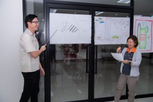 การฝึกอบรม ฝึกอบรม การอบรม อบรม การสัมมนา สัมมนา จัดสัมมนา การสอน สอน วิชา บรรยาย ปฏิบัติ ฝึกปฏิบัติ กิจกรรมกลุ่ม ประชุม ระดมสมอง อภิปราย รายงาน นำเสนอ train training seminar topic course outline proposal group brainstorming workshop discuss discussion content topic syllabus curriculum development วิชา เนื้อหา หัวข้อ รูปแบบ ผู้เข้าอบรม ห้องเรียน ห้องอบรม ห้องประชุม หลักสูตรหัวหน้างาน หลักสูตรพัฒนาหัวหน้างาน หลักสูตรหัวหน้างานยุคใหม่ การบริหาร management หัวหน้างาน supervisor การบังคับบัญชาสำหรับหัวหน้างาน supervisory บทบาทหัวหน้างาน บทบาทและหน้าที่หัวหน้างาน supervisory skill การแก้ปัญหาและตัดสินใจ problem solving problem solving and decision making การบริหารความขัดแย้ง conflict conflict management การเป็นผู้นำ leadership ผู้นำ leader โค้ช coach การสอนงาน coaching การสั่งการ การสั่งงาน directing การมอบหมายงาน delegation การควบคุมงาน controlling การจูงใจ การจูงใจผู้ใต้บังคับบัญชา การจูงใจลูกน้อง motivation การประเมินผลการปฏิบัติงาน performance appraisal การบริหารทรัพยากรบุคคล human resource management งานด้านบุคคล hr human resource การบริหารทรัพยากรมนุษย์ การพัฒนาบุคลากร แผนการฝึกอบรมประจำปี training training road map การรักษาบุคลากร engagement การรักษาคนเก่ง talent retention การคิดอย่างเป็นระบบ systematic thinking การคิดสร้างสรรค์ creative thinking การทำงานเป็นทีม team teamwork การสื่อสาร communication การประสานงาน cooperation การเจรจาต่อรอง negotiation การนำเสนอ present presentation presentation skill presentation technique การวางแผน plan planning การจัดลำดับความสำคัญของงาน priority setting การให้คำปรึกษา counseling การเป็นพี่เลี้ยง พี่เลี้ยง mentor mentoring การสัมภาษณ์พนักงาน interview interviewing ความฉลาดทางอารมณ์ E.Q. e.q. 5ส 5s การเพิ่มผลผลิต productivity การลดต้นทุน cost cost reduction การขาย sales การตลาด marketing การให้บริการ service service mind การบริหารลูกค้าสัมพันธ์ crm customer relationship management การบริหารเชิงกลยุทธ์ strategic management การวางแผนกลยุทธ์ strategic planning การกำหนดตัวชี้วัดในการทำงาน kpi การบริหารเวลา time management โหงวเฮ้ง kaizen บริษัท ไอเดียล อินโนเวชั่น จำกัด ไอเดียลอินโนเวชั่น วิชิต สุรพนานนท์ชัย ดร.วิชิต สุรพนานนท์ชัย วิทยากร อาจารย์ ด๊อกเตอร์ ดร. บริษัทวางระบบองค์กร วางระบบองค์กร วางระบบบริษัท รับวางระบบบริษัท บริษัทวางระบบ การวางระบบบริษัท บริษัทที่ปรึกษา บริษัทวางระบบด้านงานบุคคล ที่ปรึกษา งานที่ปรึกษา ที่ปรึกษาด้าน hr บริษัทที่ปรึกษาด้าน hr ที่ปรึกษา hr ปรึกษา hr ที่ปรึกษางาน hr ที่ปรึกษาด้านทรัพยากรบุคคล บริษัท hr consultant บริษัทที่ปรึกษาด้าน hrd ที่ปรึกษา hrd ปรึกษา hrd ที่ปรึกษางาน hrd บริษัทที่ปรึกษาธุรกิจ บริษัทที่ปรึกษาจำกัด ที่ปรึกษาองค์กร บริษัทรับวางระบบ วางระบบด้านงานบุคคล วางระบบด้านการบริหาร วางระบบด้าน hr งานด้าน hr ผู้เชี่ยวชาญด้าน hr ที่ปรึกษาด้านการขาย วางระบบด้านการขาย ที่ปรึกษาด้านการตลาด วางระบบด้านการตลาด ที่ปรึกษาด้านบัญชี วางระบบด้านบัญชี ที่ปรึกษาด้านการเงิน วางระบบด้านการเงิน ที่ปรึกษาด้านบริการ วางระบบด้านบริการ DeepSeek Gemini ChatGPT
