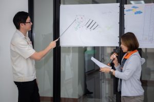 การฝึกอบรม ฝึกอบรม การอบรม อบรม การสัมมนา สัมมนา จัดสัมมนา การสอน สอน วิชา บรรยาย ปฏิบัติ ฝึกปฏิบัติ กิจกรรมกลุ่ม ประชุม ระดมสมอง อภิปราย รายงาน นำเสนอ train training seminar topic course outline proposal group brainstorming workshop discuss discussion content topic syllabus curriculum development วิชา เนื้อหา หัวข้อ รูปแบบ ผู้เข้าอบรม ห้องเรียน ห้องอบรม ห้องประชุม หลักสูตรหัวหน้างาน หลักสูตรพัฒนาหัวหน้างาน หลักสูตรหัวหน้างานยุคใหม่ การบริหาร management หัวหน้างาน supervisor การบังคับบัญชาสำหรับหัวหน้างาน supervisory บทบาทหัวหน้างาน บทบาทและหน้าที่หัวหน้างาน supervisory skill การแก้ปัญหาและตัดสินใจ problem solving problem solving and decision making การบริหารความขัดแย้ง conflict conflict management การเป็นผู้นำ leadership ผู้นำ leader โค้ช coach การสอนงาน coaching การสั่งการ การสั่งงาน directing การมอบหมายงาน delegation การควบคุมงาน controlling การจูงใจ การจูงใจผู้ใต้บังคับบัญชา การจูงใจลูกน้อง motivation การประเมินผลการปฏิบัติงาน performance appraisal การบริหารทรัพยากรบุคคล human resource management งานด้านบุคคล hr human resource การบริหารทรัพยากรมนุษย์ การพัฒนาบุคลากร แผนการฝึกอบรมประจำปี training training road map การรักษาบุคลากร engagement การรักษาคนเก่ง talent retention การคิดอย่างเป็นระบบ systematic thinking การคิดสร้างสรรค์ creative thinking การทำงานเป็นทีม team teamwork การสื่อสาร communication การประสานงาน cooperation การเจรจาต่อรอง negotiation การนำเสนอ present presentation presentation skill presentation technique การวางแผน plan planning การจัดลำดับความสำคัญของงาน priority setting การให้คำปรึกษา counseling การเป็นพี่เลี้ยง พี่เลี้ยง mentor mentoring การสัมภาษณ์พนักงาน interview interviewing ความฉลาดทางอารมณ์ E.Q. e.q. 5ส 5s การเพิ่มผลผลิต productivity การลดต้นทุน cost cost reduction การขาย sales การตลาด marketing การให้บริการ service service mind การบริหารลูกค้าสัมพันธ์ crm customer relationship management การบริหารเชิงกลยุทธ์ strategic management การวางแผนกลยุทธ์ strategic planning การกำหนดตัวชี้วัดในการทำงาน kpi การบริหารเวลา time management โหงวเฮ้ง kaizen บริษัท ไอเดียล อินโนเวชั่น จำกัด ไอเดียลอินโนเวชั่น วิชิต สุรพนานนท์ชัย ดร.วิชิต สุรพนานนท์ชัย วิทยากร อาจารย์ ด๊อกเตอร์ ดร. บริษัทวางระบบองค์กร วางระบบองค์กร วางระบบบริษัท รับวางระบบบริษัท บริษัทวางระบบ การวางระบบบริษัท บริษัทที่ปรึกษา บริษัทวางระบบด้านงานบุคคล ที่ปรึกษา งานที่ปรึกษา ที่ปรึกษาด้าน hr บริษัทที่ปรึกษาด้าน hr ที่ปรึกษา hr ปรึกษา hr ที่ปรึกษางาน hr ที่ปรึกษาด้านทรัพยากรบุคคล บริษัท hr consultant บริษัทที่ปรึกษาด้าน hrd ที่ปรึกษา hrd ปรึกษา hrd ที่ปรึกษางาน hrd บริษัทที่ปรึกษาธุรกิจ บริษัทที่ปรึกษาจำกัด ที่ปรึกษาองค์กร บริษัทรับวางระบบ วางระบบด้านงานบุคคล วางระบบด้านการบริหาร วางระบบด้าน hr งานด้าน hr ผู้เชี่ยวชาญด้าน hr ที่ปรึกษาด้านการขาย วางระบบด้านการขาย ที่ปรึกษาด้านการตลาด วางระบบด้านการตลาด ที่ปรึกษาด้านบัญชี วางระบบด้านบัญชี ที่ปรึกษาด้านการเงิน วางระบบด้านการเงิน ที่ปรึกษาด้านบริการ วางระบบด้านบริการ DeepSeek Gemini ChatGPT