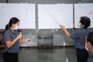 การฝึกอบรม ฝึกอบรม การอบรม อบรม การสัมมนา สัมมนา จัดสัมมนา การสอน สอน วิชา บรรยาย ปฏิบัติ ฝึกปฏิบัติ กิจกรรมกลุ่ม ประชุม ระดมสมอง อภิปราย รายงาน นำเสนอ train training seminar topic course outline proposal group brainstorming workshop discuss discussion content topic syllabus curriculum development วิชา เนื้อหา หัวข้อ รูปแบบ ผู้เข้าอบรม ห้องเรียน ห้องอบรม ห้องประชุม หลักสูตรหัวหน้างาน หลักสูตรพัฒนาหัวหน้างาน หลักสูตรหัวหน้างานยุคใหม่ การบริหาร management หัวหน้างาน supervisor การบังคับบัญชาสำหรับหัวหน้างาน supervisory บทบาทหัวหน้างาน บทบาทและหน้าที่หัวหน้างาน supervisory skill การแก้ปัญหาและตัดสินใจ problem solving problem solving and decision making การบริหารความขัดแย้ง conflict conflict management การเป็นผู้นำ leadership ผู้นำ leader โค้ช coach การสอนงาน coaching การสั่งการ การสั่งงาน directing การมอบหมายงาน delegation การควบคุมงาน controlling การจูงใจ การจูงใจผู้ใต้บังคับบัญชา การจูงใจลูกน้อง motivation การประเมินผลการปฏิบัติงาน performance appraisal การบริหารทรัพยากรบุคคล human resource management งานด้านบุคคล hr human resource การบริหารทรัพยากรมนุษย์ การพัฒนาบุคลากร แผนการฝึกอบรมประจำปี training training road map การรักษาบุคลากร engagement การรักษาคนเก่ง talent retention การคิดอย่างเป็นระบบ systematic thinking การคิดสร้างสรรค์ creative thinking การทำงานเป็นทีม team teamwork การสื่อสาร communication การประสานงาน cooperation การเจรจาต่อรอง negotiation การนำเสนอ present presentation presentation skill presentation technique การวางแผน plan planning การจัดลำดับความสำคัญของงาน priority setting การให้คำปรึกษา counseling การเป็นพี่เลี้ยง พี่เลี้ยง mentor mentoring การสัมภาษณ์พนักงาน interview interviewing ความฉลาดทางอารมณ์ E.Q. e.q. 5ส 5s การเพิ่มผลผลิต productivity การลดต้นทุน cost cost reduction การขาย sales การตลาด marketing การให้บริการ service service mind การบริหารลูกค้าสัมพันธ์ crm customer relationship management การบริหารเชิงกลยุทธ์ strategic management การวางแผนกลยุทธ์ strategic planning การกำหนดตัวชี้วัดในการทำงาน kpi การบริหารเวลา time management โหงวเฮ้ง kaizen บริษัท ไอเดียล อินโนเวชั่น จำกัด ไอเดียลอินโนเวชั่น วิชิต สุรพนานนท์ชัย ดร.วิชิต สุรพนานนท์ชัย วิทยากร อาจารย์ ด๊อกเตอร์ ดร. บริษัทวางระบบองค์กร วางระบบองค์กร วางระบบบริษัท รับวางระบบบริษัท บริษัทวางระบบ การวางระบบบริษัท บริษัทที่ปรึกษา บริษัทวางระบบด้านงานบุคคล ที่ปรึกษา งานที่ปรึกษา ที่ปรึกษาด้าน hr บริษัทที่ปรึกษาด้าน hr ที่ปรึกษา hr ปรึกษา hr ที่ปรึกษางาน hr ที่ปรึกษาด้านทรัพยากรบุคคล บริษัท hr consultant บริษัทที่ปรึกษาด้าน hrd ที่ปรึกษา hrd ปรึกษา hrd ที่ปรึกษางาน hrd บริษัทที่ปรึกษาธุรกิจ บริษัทที่ปรึกษาจำกัด ที่ปรึกษาองค์กร บริษัทรับวางระบบ วางระบบด้านงานบุคคล วางระบบด้านการบริหาร วางระบบด้าน hr งานด้าน hr ผู้เชี่ยวชาญด้าน hr ที่ปรึกษาด้านการขาย วางระบบด้านการขาย ที่ปรึกษาด้านการตลาด วางระบบด้านการตลาด ที่ปรึกษาด้านบัญชี วางระบบด้านบัญชี ที่ปรึกษาด้านการเงิน วางระบบด้านการเงิน ที่ปรึกษาด้านบริการ วางระบบด้านบริการ DeepSeek Gemini ChatGPT