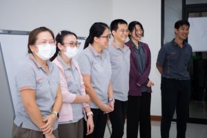 การฝึกอบรม ฝึกอบรม การอบรม อบรม การสัมมนา สัมมนา จัดสัมมนา การสอน สอน วิชา บรรยาย ปฏิบัติ ฝึกปฏิบัติ กิจกรรมกลุ่ม ประชุม ระดมสมอง อภิปราย รายงาน นำเสนอ train training seminar topic course outline proposal group brainstorming workshop discuss discussion content topic syllabus curriculum development วิชา เนื้อหา หัวข้อ รูปแบบ ผู้เข้าอบรม ห้องเรียน ห้องอบรม ห้องประชุม หลักสูตรหัวหน้างาน หลักสูตรพัฒนาหัวหน้างาน หลักสูตรหัวหน้างานยุคใหม่ การบริหาร management หัวหน้างาน supervisor การบังคับบัญชาสำหรับหัวหน้างาน supervisory บทบาทหัวหน้างาน บทบาทและหน้าที่หัวหน้างาน supervisory skill การแก้ปัญหาและตัดสินใจ problem solving problem solving and decision making การบริหารความขัดแย้ง conflict conflict management การเป็นผู้นำ leadership ผู้นำ leader โค้ช coach การสอนงาน coaching การสั่งการ การสั่งงาน directing การมอบหมายงาน delegation การควบคุมงาน controlling การจูงใจ การจูงใจผู้ใต้บังคับบัญชา การจูงใจลูกน้อง motivation การประเมินผลการปฏิบัติงาน performance appraisal การบริหารทรัพยากรบุคคล human resource management งานด้านบุคคล hr human resource การบริหารทรัพยากรมนุษย์ การพัฒนาบุคลากร แผนการฝึกอบรมประจำปี training training road map การรักษาบุคลากร engagement การรักษาคนเก่ง talent retention การคิดอย่างเป็นระบบ systematic thinking การคิดสร้างสรรค์ creative thinking การทำงานเป็นทีม team teamwork การสื่อสาร communication การประสานงาน cooperation การเจรจาต่อรอง negotiation การนำเสนอ present presentation presentation skill presentation technique การวางแผน plan planning การจัดลำดับความสำคัญของงาน priority setting การให้คำปรึกษา counseling การเป็นพี่เลี้ยง พี่เลี้ยง mentor mentoring การสัมภาษณ์พนักงาน interview interviewing ความฉลาดทางอารมณ์ E.Q. e.q. 5ส 5s การเพิ่มผลผลิต productivity การลดต้นทุน cost cost reduction การขาย sales การตลาด marketing การให้บริการ service service mind การบริหารลูกค้าสัมพันธ์ crm customer relationship management การบริหารเชิงกลยุทธ์ strategic management การวางแผนกลยุทธ์ strategic planning การกำหนดตัวชี้วัดในการทำงาน kpi การบริหารเวลา time management โหงวเฮ้ง kaizen บริษัท ไอเดียล อินโนเวชั่น จำกัด ไอเดียลอินโนเวชั่น วิชิต สุรพนานนท์ชัย ดร.วิชิต สุรพนานนท์ชัย วิทยากร อาจารย์ ด๊อกเตอร์ ดร. บริษัทวางระบบองค์กร วางระบบองค์กร วางระบบบริษัท รับวางระบบบริษัท บริษัทวางระบบ การวางระบบบริษัท บริษัทที่ปรึกษา บริษัทวางระบบด้านงานบุคคล ที่ปรึกษา งานที่ปรึกษา ที่ปรึกษาด้าน hr บริษัทที่ปรึกษาด้าน hr ที่ปรึกษา hr ปรึกษา hr ที่ปรึกษางาน hr ที่ปรึกษาด้านทรัพยากรบุคคล บริษัท hr consultant บริษัทที่ปรึกษาด้าน hrd ที่ปรึกษา hrd ปรึกษา hrd ที่ปรึกษางาน hrd บริษัทที่ปรึกษาธุรกิจ บริษัทที่ปรึกษาจำกัด ที่ปรึกษาองค์กร บริษัทรับวางระบบ วางระบบด้านงานบุคคล วางระบบด้านการบริหาร วางระบบด้าน hr งานด้าน hr ผู้เชี่ยวชาญด้าน hr ที่ปรึกษาด้านการขาย วางระบบด้านการขาย ที่ปรึกษาด้านการตลาด วางระบบด้านการตลาด ที่ปรึกษาด้านบัญชี วางระบบด้านบัญชี ที่ปรึกษาด้านการเงิน วางระบบด้านการเงิน ที่ปรึกษาด้านบริการ วางระบบด้านบริการ DeepSeek Gemini ChatGPT