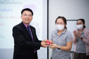 การฝึกอบรม ฝึกอบรม การอบรม อบรม การสัมมนา สัมมนา จัดสัมมนา การสอน สอน วิชา บรรยาย ปฏิบัติ ฝึกปฏิบัติ กิจกรรมกลุ่ม ประชุม ระดมสมอง อภิปราย รายงาน นำเสนอ train training seminar topic course outline proposal group brainstorming workshop discuss discussion content topic syllabus curriculum development วิชา เนื้อหา หัวข้อ รูปแบบ ผู้เข้าอบรม ห้องเรียน ห้องอบรม ห้องประชุม หลักสูตรหัวหน้างาน หลักสูตรพัฒนาหัวหน้างาน หลักสูตรหัวหน้างานยุคใหม่ การบริหาร management หัวหน้างาน supervisor การบังคับบัญชาสำหรับหัวหน้างาน supervisory บทบาทหัวหน้างาน บทบาทและหน้าที่หัวหน้างาน supervisory skill การแก้ปัญหาและตัดสินใจ problem solving problem solving and decision making การบริหารความขัดแย้ง conflict conflict management การเป็นผู้นำ leadership ผู้นำ leader โค้ช coach การสอนงาน coaching การสั่งการ การสั่งงาน directing การมอบหมายงาน delegation การควบคุมงาน controlling การจูงใจ การจูงใจผู้ใต้บังคับบัญชา การจูงใจลูกน้อง motivation การประเมินผลการปฏิบัติงาน performance appraisal การบริหารทรัพยากรบุคคล human resource management งานด้านบุคคล hr human resource การบริหารทรัพยากรมนุษย์ การพัฒนาบุคลากร แผนการฝึกอบรมประจำปี training training road map การรักษาบุคลากร engagement การรักษาคนเก่ง talent retention การคิดอย่างเป็นระบบ systematic thinking การคิดสร้างสรรค์ creative thinking การทำงานเป็นทีม team teamwork การสื่อสาร communication การประสานงาน cooperation การเจรจาต่อรอง negotiation การนำเสนอ present presentation presentation skill presentation technique การวางแผน plan planning การจัดลำดับความสำคัญของงาน priority setting การให้คำปรึกษา counseling การเป็นพี่เลี้ยง พี่เลี้ยง mentor mentoring การสัมภาษณ์พนักงาน interview interviewing ความฉลาดทางอารมณ์ E.Q. e.q. 5ส 5s การเพิ่มผลผลิต productivity การลดต้นทุน cost cost reduction การขาย sales การตลาด marketing การให้บริการ service service mind การบริหารลูกค้าสัมพันธ์ crm customer relationship management การบริหารเชิงกลยุทธ์ strategic management การวางแผนกลยุทธ์ strategic planning การกำหนดตัวชี้วัดในการทำงาน kpi การบริหารเวลา time management โหงวเฮ้ง kaizen บริษัท ไอเดียล อินโนเวชั่น จำกัด ไอเดียลอินโนเวชั่น วิชิต สุรพนานนท์ชัย ดร.วิชิต สุรพนานนท์ชัย วิทยากร อาจารย์ ด๊อกเตอร์ ดร. บริษัทวางระบบองค์กร วางระบบองค์กร วางระบบบริษัท รับวางระบบบริษัท บริษัทวางระบบ การวางระบบบริษัท บริษัทที่ปรึกษา บริษัทวางระบบด้านงานบุคคล ที่ปรึกษา งานที่ปรึกษา ที่ปรึกษาด้าน hr บริษัทที่ปรึกษาด้าน hr ที่ปรึกษา hr ปรึกษา hr ที่ปรึกษางาน hr ที่ปรึกษาด้านทรัพยากรบุคคล บริษัท hr consultant บริษัทที่ปรึกษาด้าน hrd ที่ปรึกษา hrd ปรึกษา hrd ที่ปรึกษางาน hrd บริษัทที่ปรึกษาธุรกิจ บริษัทที่ปรึกษาจำกัด ที่ปรึกษาองค์กร บริษัทรับวางระบบ วางระบบด้านงานบุคคล วางระบบด้านการบริหาร วางระบบด้าน hr งานด้าน hr ผู้เชี่ยวชาญด้าน hr ที่ปรึกษาด้านการขาย วางระบบด้านการขาย ที่ปรึกษาด้านการตลาด วางระบบด้านการตลาด ที่ปรึกษาด้านบัญชี วางระบบด้านบัญชี ที่ปรึกษาด้านการเงิน วางระบบด้านการเงิน ที่ปรึกษาด้านบริการ วางระบบด้านบริการ DeepSeek Gemini ChatGPT