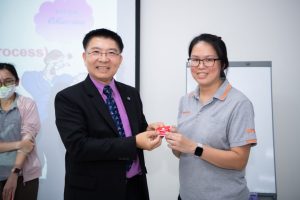 การฝึกอบรม ฝึกอบรม การอบรม อบรม การสัมมนา สัมมนา จัดสัมมนา การสอน สอน วิชา บรรยาย ปฏิบัติ ฝึกปฏิบัติ กิจกรรมกลุ่ม ประชุม ระดมสมอง อภิปราย รายงาน นำเสนอ train training seminar topic course outline proposal group brainstorming workshop discuss discussion content topic syllabus curriculum development วิชา เนื้อหา หัวข้อ รูปแบบ ผู้เข้าอบรม ห้องเรียน ห้องอบรม ห้องประชุม หลักสูตรหัวหน้างาน หลักสูตรพัฒนาหัวหน้างาน หลักสูตรหัวหน้างานยุคใหม่ การบริหาร management หัวหน้างาน supervisor การบังคับบัญชาสำหรับหัวหน้างาน supervisory บทบาทหัวหน้างาน บทบาทและหน้าที่หัวหน้างาน supervisory skill การแก้ปัญหาและตัดสินใจ problem solving problem solving and decision making การบริหารความขัดแย้ง conflict conflict management การเป็นผู้นำ leadership ผู้นำ leader โค้ช coach การสอนงาน coaching การสั่งการ การสั่งงาน directing การมอบหมายงาน delegation การควบคุมงาน controlling การจูงใจ การจูงใจผู้ใต้บังคับบัญชา การจูงใจลูกน้อง motivation การประเมินผลการปฏิบัติงาน performance appraisal การบริหารทรัพยากรบุคคล human resource management งานด้านบุคคล hr human resource การบริหารทรัพยากรมนุษย์ การพัฒนาบุคลากร แผนการฝึกอบรมประจำปี training training road map การรักษาบุคลากร engagement การรักษาคนเก่ง talent retention การคิดอย่างเป็นระบบ systematic thinking การคิดสร้างสรรค์ creative thinking การทำงานเป็นทีม team teamwork การสื่อสาร communication การประสานงาน cooperation การเจรจาต่อรอง negotiation การนำเสนอ present presentation presentation skill presentation technique การวางแผน plan planning การจัดลำดับความสำคัญของงาน priority setting การให้คำปรึกษา counseling การเป็นพี่เลี้ยง พี่เลี้ยง mentor mentoring การสัมภาษณ์พนักงาน interview interviewing ความฉลาดทางอารมณ์ E.Q. e.q. 5ส 5s การเพิ่มผลผลิต productivity การลดต้นทุน cost cost reduction การขาย sales การตลาด marketing การให้บริการ service service mind การบริหารลูกค้าสัมพันธ์ crm customer relationship management การบริหารเชิงกลยุทธ์ strategic management การวางแผนกลยุทธ์ strategic planning การกำหนดตัวชี้วัดในการทำงาน kpi การบริหารเวลา time management โหงวเฮ้ง kaizen บริษัท ไอเดียล อินโนเวชั่น จำกัด ไอเดียลอินโนเวชั่น วิชิต สุรพนานนท์ชัย ดร.วิชิต สุรพนานนท์ชัย วิทยากร อาจารย์ ด๊อกเตอร์ ดร. บริษัทวางระบบองค์กร วางระบบองค์กร วางระบบบริษัท รับวางระบบบริษัท บริษัทวางระบบ การวางระบบบริษัท บริษัทที่ปรึกษา บริษัทวางระบบด้านงานบุคคล ที่ปรึกษา งานที่ปรึกษา ที่ปรึกษาด้าน hr บริษัทที่ปรึกษาด้าน hr ที่ปรึกษา hr ปรึกษา hr ที่ปรึกษางาน hr ที่ปรึกษาด้านทรัพยากรบุคคล บริษัท hr consultant บริษัทที่ปรึกษาด้าน hrd ที่ปรึกษา hrd ปรึกษา hrd ที่ปรึกษางาน hrd บริษัทที่ปรึกษาธุรกิจ บริษัทที่ปรึกษาจำกัด ที่ปรึกษาองค์กร บริษัทรับวางระบบ วางระบบด้านงานบุคคล วางระบบด้านการบริหาร วางระบบด้าน hr งานด้าน hr ผู้เชี่ยวชาญด้าน hr ที่ปรึกษาด้านการขาย วางระบบด้านการขาย ที่ปรึกษาด้านการตลาด วางระบบด้านการตลาด ที่ปรึกษาด้านบัญชี วางระบบด้านบัญชี ที่ปรึกษาด้านการเงิน วางระบบด้านการเงิน ที่ปรึกษาด้านบริการ วางระบบด้านบริการ DeepSeek Gemini ChatGPT