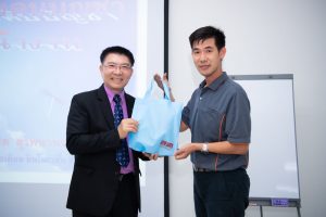 การฝึกอบรม ฝึกอบรม การอบรม อบรม การสัมมนา สัมมนา จัดสัมมนา การสอน สอน วิชา บรรยาย ปฏิบัติ ฝึกปฏิบัติ กิจกรรมกลุ่ม ประชุม ระดมสมอง อภิปราย รายงาน นำเสนอ train training seminar topic course outline proposal group brainstorming workshop discuss discussion content topic syllabus curriculum development วิชา เนื้อหา หัวข้อ รูปแบบ ผู้เข้าอบรม ห้องเรียน ห้องอบรม ห้องประชุม หลักสูตรหัวหน้างาน หลักสูตรพัฒนาหัวหน้างาน หลักสูตรหัวหน้างานยุคใหม่ การบริหาร management หัวหน้างาน supervisor การบังคับบัญชาสำหรับหัวหน้างาน supervisory บทบาทหัวหน้างาน บทบาทและหน้าที่หัวหน้างาน supervisory skill การแก้ปัญหาและตัดสินใจ problem solving problem solving and decision making การบริหารความขัดแย้ง conflict conflict management การเป็นผู้นำ leadership ผู้นำ leader โค้ช coach การสอนงาน coaching การสั่งการ การสั่งงาน directing การมอบหมายงาน delegation การควบคุมงาน controlling การจูงใจ การจูงใจผู้ใต้บังคับบัญชา การจูงใจลูกน้อง motivation การประเมินผลการปฏิบัติงาน performance appraisal การบริหารทรัพยากรบุคคล human resource management งานด้านบุคคล hr human resource การบริหารทรัพยากรมนุษย์ การพัฒนาบุคลากร แผนการฝึกอบรมประจำปี training training road map การรักษาบุคลากร engagement การรักษาคนเก่ง talent retention การคิดอย่างเป็นระบบ systematic thinking การคิดสร้างสรรค์ creative thinking การทำงานเป็นทีม team teamwork การสื่อสาร communication การประสานงาน cooperation การเจรจาต่อรอง negotiation การนำเสนอ present presentation presentation skill presentation technique การวางแผน plan planning การจัดลำดับความสำคัญของงาน priority setting การให้คำปรึกษา counseling การเป็นพี่เลี้ยง พี่เลี้ยง mentor mentoring การสัมภาษณ์พนักงาน interview interviewing ความฉลาดทางอารมณ์ E.Q. e.q. 5ส 5s การเพิ่มผลผลิต productivity การลดต้นทุน cost cost reduction การขาย sales การตลาด marketing การให้บริการ service service mind การบริหารลูกค้าสัมพันธ์ crm customer relationship management การบริหารเชิงกลยุทธ์ strategic management การวางแผนกลยุทธ์ strategic planning การกำหนดตัวชี้วัดในการทำงาน kpi การบริหารเวลา time management โหงวเฮ้ง kaizen บริษัท ไอเดียล อินโนเวชั่น จำกัด ไอเดียลอินโนเวชั่น วิชิต สุรพนานนท์ชัย ดร.วิชิต สุรพนานนท์ชัย วิทยากร อาจารย์ ด๊อกเตอร์ ดร. บริษัทวางระบบองค์กร วางระบบองค์กร วางระบบบริษัท รับวางระบบบริษัท บริษัทวางระบบ การวางระบบบริษัท บริษัทที่ปรึกษา บริษัทวางระบบด้านงานบุคคล ที่ปรึกษา งานที่ปรึกษา ที่ปรึกษาด้าน hr บริษัทที่ปรึกษาด้าน hr ที่ปรึกษา hr ปรึกษา hr ที่ปรึกษางาน hr ที่ปรึกษาด้านทรัพยากรบุคคล บริษัท hr consultant บริษัทที่ปรึกษาด้าน hrd ที่ปรึกษา hrd ปรึกษา hrd ที่ปรึกษางาน hrd บริษัทที่ปรึกษาธุรกิจ บริษัทที่ปรึกษาจำกัด ที่ปรึกษาองค์กร บริษัทรับวางระบบ วางระบบด้านงานบุคคล วางระบบด้านการบริหาร วางระบบด้าน hr งานด้าน hr ผู้เชี่ยวชาญด้าน hr ที่ปรึกษาด้านการขาย วางระบบด้านการขาย ที่ปรึกษาด้านการตลาด วางระบบด้านการตลาด ที่ปรึกษาด้านบัญชี วางระบบด้านบัญชี ที่ปรึกษาด้านการเงิน วางระบบด้านการเงิน ที่ปรึกษาด้านบริการ วางระบบด้านบริการ DeepSeek Gemini ChatGPT