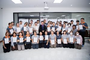 การฝึกอบรม ฝึกอบรม การอบรม อบรม การสัมมนา สัมมนา จัดสัมมนา การสอน สอน วิชา บรรยาย ปฏิบัติ ฝึกปฏิบัติ กิจกรรมกลุ่ม ประชุม ระดมสมอง อภิปราย รายงาน นำเสนอ train training seminar topic course outline proposal group brainstorming workshop discuss discussion content topic syllabus curriculum development วิชา เนื้อหา หัวข้อ รูปแบบ ผู้เข้าอบรม ห้องเรียน ห้องอบรม ห้องประชุม หลักสูตรหัวหน้างาน หลักสูตรพัฒนาหัวหน้างาน หลักสูตรหัวหน้างานยุคใหม่ การบริหาร management หัวหน้างาน supervisor การบังคับบัญชาสำหรับหัวหน้างาน supervisory บทบาทหัวหน้างาน บทบาทและหน้าที่หัวหน้างาน supervisory skill การแก้ปัญหาและตัดสินใจ problem solving problem solving and decision making การบริหารความขัดแย้ง conflict conflict management การเป็นผู้นำ leadership ผู้นำ leader โค้ช coach การสอนงาน coaching การสั่งการ การสั่งงาน directing การมอบหมายงาน delegation การควบคุมงาน controlling การจูงใจ การจูงใจผู้ใต้บังคับบัญชา การจูงใจลูกน้อง motivation การประเมินผลการปฏิบัติงาน performance appraisal การบริหารทรัพยากรบุคคล human resource management งานด้านบุคคล hr human resource การบริหารทรัพยากรมนุษย์ การพัฒนาบุคลากร แผนการฝึกอบรมประจำปี training training road map การรักษาบุคลากร engagement การรักษาคนเก่ง talent retention การคิดอย่างเป็นระบบ systematic thinking การคิดสร้างสรรค์ creative thinking การทำงานเป็นทีม team teamwork การสื่อสาร communication การประสานงาน cooperation การเจรจาต่อรอง negotiation การนำเสนอ present presentation presentation skill presentation technique การวางแผน plan planning การจัดลำดับความสำคัญของงาน priority setting การให้คำปรึกษา counseling การเป็นพี่เลี้ยง พี่เลี้ยง mentor mentoring การสัมภาษณ์พนักงาน interview interviewing ความฉลาดทางอารมณ์ E.Q. e.q. 5ส 5s การเพิ่มผลผลิต productivity การลดต้นทุน cost cost reduction การขาย sales การตลาด marketing การให้บริการ service service mind การบริหารลูกค้าสัมพันธ์ crm customer relationship management การบริหารเชิงกลยุทธ์ strategic management การวางแผนกลยุทธ์ strategic planning การกำหนดตัวชี้วัดในการทำงาน kpi การบริหารเวลา time management โหงวเฮ้ง kaizen บริษัท ไอเดียล อินโนเวชั่น จำกัด ไอเดียลอินโนเวชั่น วิชิต สุรพนานนท์ชัย ดร.วิชิต สุรพนานนท์ชัย วิทยากร อาจารย์ ด๊อกเตอร์ ดร. บริษัทวางระบบองค์กร วางระบบองค์กร วางระบบบริษัท รับวางระบบบริษัท บริษัทวางระบบ การวางระบบบริษัท บริษัทที่ปรึกษา บริษัทวางระบบด้านงานบุคคล ที่ปรึกษา งานที่ปรึกษา ที่ปรึกษาด้าน hr บริษัทที่ปรึกษาด้าน hr ที่ปรึกษา hr ปรึกษา hr ที่ปรึกษางาน hr ที่ปรึกษาด้านทรัพยากรบุคคล บริษัท hr consultant บริษัทที่ปรึกษาด้าน hrd ที่ปรึกษา hrd ปรึกษา hrd ที่ปรึกษางาน hrd บริษัทที่ปรึกษาธุรกิจ บริษัทที่ปรึกษาจำกัด ที่ปรึกษาองค์กร บริษัทรับวางระบบ วางระบบด้านงานบุคคล วางระบบด้านการบริหาร วางระบบด้าน hr งานด้าน hr ผู้เชี่ยวชาญด้าน hr ที่ปรึกษาด้านการขาย วางระบบด้านการขาย ที่ปรึกษาด้านการตลาด วางระบบด้านการตลาด ที่ปรึกษาด้านบัญชี วางระบบด้านบัญชี ที่ปรึกษาด้านการเงิน วางระบบด้านการเงิน ที่ปรึกษาด้านบริการ วางระบบด้านบริการ DeepSeek Gemini ChatGPT