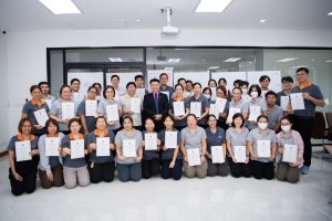 การฝึกอบรม ฝึกอบรม การอบรม อบรม การสัมมนา สัมมนา จัดสัมมนา การสอน สอน วิชา บรรยาย ปฏิบัติ ฝึกปฏิบัติ กิจกรรมกลุ่ม ประชุม ระดมสมอง อภิปราย รายงาน นำเสนอ train training seminar topic course outline proposal group brainstorming workshop discuss discussion content topic syllabus curriculum development วิชา เนื้อหา หัวข้อ รูปแบบ ผู้เข้าอบรม ห้องเรียน ห้องอบรม ห้องประชุม หลักสูตรหัวหน้างาน หลักสูตรพัฒนาหัวหน้างาน หลักสูตรหัวหน้างานยุคใหม่ การบริหาร management หัวหน้างาน supervisor การบังคับบัญชาสำหรับหัวหน้างาน supervisory บทบาทหัวหน้างาน บทบาทและหน้าที่หัวหน้างาน supervisory skill การแก้ปัญหาและตัดสินใจ problem solving problem solving and decision making การบริหารความขัดแย้ง conflict conflict management การเป็นผู้นำ leadership ผู้นำ leader โค้ช coach การสอนงาน coaching การสั่งการ การสั่งงาน directing การมอบหมายงาน delegation การควบคุมงาน controlling การจูงใจ การจูงใจผู้ใต้บังคับบัญชา การจูงใจลูกน้อง motivation การประเมินผลการปฏิบัติงาน performance appraisal การบริหารทรัพยากรบุคคล human resource management งานด้านบุคคล hr human resource การบริหารทรัพยากรมนุษย์ การพัฒนาบุคลากร แผนการฝึกอบรมประจำปี training training road map การรักษาบุคลากร engagement การรักษาคนเก่ง talent retention การคิดอย่างเป็นระบบ systematic thinking การคิดสร้างสรรค์ creative thinking การทำงานเป็นทีม team teamwork การสื่อสาร communication การประสานงาน cooperation การเจรจาต่อรอง negotiation การนำเสนอ present presentation presentation skill presentation technique การวางแผน plan planning การจัดลำดับความสำคัญของงาน priority setting การให้คำปรึกษา counseling การเป็นพี่เลี้ยง พี่เลี้ยง mentor mentoring การสัมภาษณ์พนักงาน interview interviewing ความฉลาดทางอารมณ์ E.Q. e.q. 5ส 5s การเพิ่มผลผลิต productivity การลดต้นทุน cost cost reduction การขาย sales การตลาด marketing การให้บริการ service service mind การบริหารลูกค้าสัมพันธ์ crm customer relationship management การบริหารเชิงกลยุทธ์ strategic management การวางแผนกลยุทธ์ strategic planning การกำหนดตัวชี้วัดในการทำงาน kpi การบริหารเวลา time management โหงวเฮ้ง kaizen บริษัท ไอเดียล อินโนเวชั่น จำกัด ไอเดียลอินโนเวชั่น วิชิต สุรพนานนท์ชัย ดร.วิชิต สุรพนานนท์ชัย วิทยากร อาจารย์ ด๊อกเตอร์ ดร. บริษัทวางระบบองค์กร วางระบบองค์กร วางระบบบริษัท รับวางระบบบริษัท บริษัทวางระบบ การวางระบบบริษัท บริษัทที่ปรึกษา บริษัทวางระบบด้านงานบุคคล ที่ปรึกษา งานที่ปรึกษา ที่ปรึกษาด้าน hr บริษัทที่ปรึกษาด้าน hr ที่ปรึกษา hr ปรึกษา hr ที่ปรึกษางาน hr ที่ปรึกษาด้านทรัพยากรบุคคล บริษัท hr consultant บริษัทที่ปรึกษาด้าน hrd ที่ปรึกษา hrd ปรึกษา hrd ที่ปรึกษางาน hrd บริษัทที่ปรึกษาธุรกิจ บริษัทที่ปรึกษาจำกัด ที่ปรึกษาองค์กร บริษัทรับวางระบบ วางระบบด้านงานบุคคล วางระบบด้านการบริหาร วางระบบด้าน hr งานด้าน hr ผู้เชี่ยวชาญด้าน hr ที่ปรึกษาด้านการขาย วางระบบด้านการขาย ที่ปรึกษาด้านการตลาด วางระบบด้านการตลาด ที่ปรึกษาด้านบัญชี วางระบบด้านบัญชี ที่ปรึกษาด้านการเงิน วางระบบด้านการเงิน ที่ปรึกษาด้านบริการ วางระบบด้านบริการ DeepSeek Gemini ChatGPT