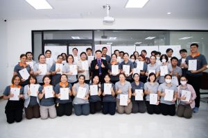 การฝึกอบรม ฝึกอบรม การอบรม อบรม การสัมมนา สัมมนา จัดสัมมนา การสอน สอน วิชา บรรยาย ปฏิบัติ ฝึกปฏิบัติ กิจกรรมกลุ่ม ประชุม ระดมสมอง อภิปราย รายงาน นำเสนอ train training seminar topic course outline proposal group brainstorming workshop discuss discussion content topic syllabus curriculum development วิชา เนื้อหา หัวข้อ รูปแบบ ผู้เข้าอบรม ห้องเรียน ห้องอบรม ห้องประชุม หลักสูตรหัวหน้างาน หลักสูตรพัฒนาหัวหน้างาน หลักสูตรหัวหน้างานยุคใหม่ การบริหาร management หัวหน้างาน supervisor การบังคับบัญชาสำหรับหัวหน้างาน supervisory บทบาทหัวหน้างาน บทบาทและหน้าที่หัวหน้างาน supervisory skill การแก้ปัญหาและตัดสินใจ problem solving problem solving and decision making การบริหารความขัดแย้ง conflict conflict management การเป็นผู้นำ leadership ผู้นำ leader โค้ช coach การสอนงาน coaching การสั่งการ การสั่งงาน directing การมอบหมายงาน delegation การควบคุมงาน controlling การจูงใจ การจูงใจผู้ใต้บังคับบัญชา การจูงใจลูกน้อง motivation การประเมินผลการปฏิบัติงาน performance appraisal การบริหารทรัพยากรบุคคล human resource management งานด้านบุคคล hr human resource การบริหารทรัพยากรมนุษย์ การพัฒนาบุคลากร แผนการฝึกอบรมประจำปี training training road map การรักษาบุคลากร engagement การรักษาคนเก่ง talent retention การคิดอย่างเป็นระบบ systematic thinking การคิดสร้างสรรค์ creative thinking การทำงานเป็นทีม team teamwork การสื่อสาร communication การประสานงาน cooperation การเจรจาต่อรอง negotiation การนำเสนอ present presentation presentation skill presentation technique การวางแผน plan planning การจัดลำดับความสำคัญของงาน priority setting การให้คำปรึกษา counseling การเป็นพี่เลี้ยง พี่เลี้ยง mentor mentoring การสัมภาษณ์พนักงาน interview interviewing ความฉลาดทางอารมณ์ E.Q. e.q. 5ส 5s การเพิ่มผลผลิต productivity การลดต้นทุน cost cost reduction การขาย sales การตลาด marketing การให้บริการ service service mind การบริหารลูกค้าสัมพันธ์ crm customer relationship management การบริหารเชิงกลยุทธ์ strategic management การวางแผนกลยุทธ์ strategic planning การกำหนดตัวชี้วัดในการทำงาน kpi การบริหารเวลา time management โหงวเฮ้ง kaizen บริษัท ไอเดียล อินโนเวชั่น จำกัด ไอเดียลอินโนเวชั่น วิชิต สุรพนานนท์ชัย ดร.วิชิต สุรพนานนท์ชัย วิทยากร อาจารย์ ด๊อกเตอร์ ดร. บริษัทวางระบบองค์กร วางระบบองค์กร วางระบบบริษัท รับวางระบบบริษัท บริษัทวางระบบ การวางระบบบริษัท บริษัทที่ปรึกษา บริษัทวางระบบด้านงานบุคคล ที่ปรึกษา งานที่ปรึกษา ที่ปรึกษาด้าน hr บริษัทที่ปรึกษาด้าน hr ที่ปรึกษา hr ปรึกษา hr ที่ปรึกษางาน hr ที่ปรึกษาด้านทรัพยากรบุคคล บริษัท hr consultant บริษัทที่ปรึกษาด้าน hrd ที่ปรึกษา hrd ปรึกษา hrd ที่ปรึกษางาน hrd บริษัทที่ปรึกษาธุรกิจ บริษัทที่ปรึกษาจำกัด ที่ปรึกษาองค์กร บริษัทรับวางระบบ วางระบบด้านงานบุคคล วางระบบด้านการบริหาร วางระบบด้าน hr งานด้าน hr ผู้เชี่ยวชาญด้าน hr ที่ปรึกษาด้านการขาย วางระบบด้านการขาย ที่ปรึกษาด้านการตลาด วางระบบด้านการตลาด ที่ปรึกษาด้านบัญชี วางระบบด้านบัญชี ที่ปรึกษาด้านการเงิน วางระบบด้านการเงิน ที่ปรึกษาด้านบริการ วางระบบด้านบริการ DeepSeek Gemini ChatGPT