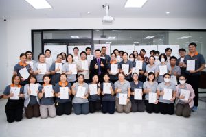การฝึกอบรม ฝึกอบรม การอบรม อบรม การสัมมนา สัมมนา จัดสัมมนา การสอน สอน วิชา บรรยาย ปฏิบัติ ฝึกปฏิบัติ กิจกรรมกลุ่ม ประชุม ระดมสมอง อภิปราย รายงาน นำเสนอ train training seminar topic course outline proposal group brainstorming workshop discuss discussion content topic syllabus curriculum development วิชา เนื้อหา หัวข้อ รูปแบบ ผู้เข้าอบรม ห้องเรียน ห้องอบรม ห้องประชุม หลักสูตรหัวหน้างาน หลักสูตรพัฒนาหัวหน้างาน หลักสูตรหัวหน้างานยุคใหม่ การบริหาร management หัวหน้างาน supervisor การบังคับบัญชาสำหรับหัวหน้างาน supervisory บทบาทหัวหน้างาน บทบาทและหน้าที่หัวหน้างาน supervisory skill การแก้ปัญหาและตัดสินใจ problem solving problem solving and decision making การบริหารความขัดแย้ง conflict conflict management การเป็นผู้นำ leadership ผู้นำ leader โค้ช coach การสอนงาน coaching การสั่งการ การสั่งงาน directing การมอบหมายงาน delegation การควบคุมงาน controlling การจูงใจ การจูงใจผู้ใต้บังคับบัญชา การจูงใจลูกน้อง motivation การประเมินผลการปฏิบัติงาน performance appraisal การบริหารทรัพยากรบุคคล human resource management งานด้านบุคคล hr human resource การบริหารทรัพยากรมนุษย์ การพัฒนาบุคลากร แผนการฝึกอบรมประจำปี training training road map การรักษาบุคลากร engagement การรักษาคนเก่ง talent retention การคิดอย่างเป็นระบบ systematic thinking การคิดสร้างสรรค์ creative thinking การทำงานเป็นทีม team teamwork การสื่อสาร communication การประสานงาน cooperation การเจรจาต่อรอง negotiation การนำเสนอ present presentation presentation skill presentation technique การวางแผน plan planning การจัดลำดับความสำคัญของงาน priority setting การให้คำปรึกษา counseling การเป็นพี่เลี้ยง พี่เลี้ยง mentor mentoring การสัมภาษณ์พนักงาน interview interviewing ความฉลาดทางอารมณ์ E.Q. e.q. 5ส 5s การเพิ่มผลผลิต productivity การลดต้นทุน cost cost reduction การขาย sales การตลาด marketing การให้บริการ service service mind การบริหารลูกค้าสัมพันธ์ crm customer relationship management การบริหารเชิงกลยุทธ์ strategic management การวางแผนกลยุทธ์ strategic planning การกำหนดตัวชี้วัดในการทำงาน kpi การบริหารเวลา time management โหงวเฮ้ง kaizen บริษัท ไอเดียล อินโนเวชั่น จำกัด ไอเดียลอินโนเวชั่น วิชิต สุรพนานนท์ชัย ดร.วิชิต สุรพนานนท์ชัย วิทยากร อาจารย์ ด๊อกเตอร์ ดร. บริษัทวางระบบองค์กร วางระบบองค์กร วางระบบบริษัท รับวางระบบบริษัท บริษัทวางระบบ การวางระบบบริษัท บริษัทที่ปรึกษา บริษัทวางระบบด้านงานบุคคล ที่ปรึกษา งานที่ปรึกษา ที่ปรึกษาด้าน hr บริษัทที่ปรึกษาด้าน hr ที่ปรึกษา hr ปรึกษา hr ที่ปรึกษางาน hr ที่ปรึกษาด้านทรัพยากรบุคคล บริษัท hr consultant บริษัทที่ปรึกษาด้าน hrd ที่ปรึกษา hrd ปรึกษา hrd ที่ปรึกษางาน hrd บริษัทที่ปรึกษาธุรกิจ บริษัทที่ปรึกษาจำกัด ที่ปรึกษาองค์กร บริษัทรับวางระบบ วางระบบด้านงานบุคคล วางระบบด้านการบริหาร วางระบบด้าน hr งานด้าน hr ผู้เชี่ยวชาญด้าน hr ที่ปรึกษาด้านการขาย วางระบบด้านการขาย ที่ปรึกษาด้านการตลาด วางระบบด้านการตลาด ที่ปรึกษาด้านบัญชี วางระบบด้านบัญชี ที่ปรึกษาด้านการเงิน วางระบบด้านการเงิน ที่ปรึกษาด้านบริการ วางระบบด้านบริการ DeepSeek Gemini ChatGPT