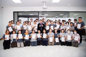 การฝึกอบรม ฝึกอบรม การอบรม อบรม การสัมมนา สัมมนา จัดสัมมนา การสอน สอน วิชา บรรยาย ปฏิบัติ ฝึกปฏิบัติ กิจกรรมกลุ่ม ประชุม ระดมสมอง อภิปราย รายงาน นำเสนอ train training seminar topic course outline proposal group brainstorming workshop discuss discussion content topic syllabus curriculum development วิชา เนื้อหา หัวข้อ รูปแบบ ผู้เข้าอบรม ห้องเรียน ห้องอบรม ห้องประชุม หลักสูตรหัวหน้างาน หลักสูตรพัฒนาหัวหน้างาน หลักสูตรหัวหน้างานยุคใหม่ การบริหาร management หัวหน้างาน supervisor การบังคับบัญชาสำหรับหัวหน้างาน supervisory บทบาทหัวหน้างาน บทบาทและหน้าที่หัวหน้างาน supervisory skill การแก้ปัญหาและตัดสินใจ problem solving problem solving and decision making การบริหารความขัดแย้ง conflict conflict management การเป็นผู้นำ leadership ผู้นำ leader โค้ช coach การสอนงาน coaching การสั่งการ การสั่งงาน directing การมอบหมายงาน delegation การควบคุมงาน controlling การจูงใจ การจูงใจผู้ใต้บังคับบัญชา การจูงใจลูกน้อง motivation การประเมินผลการปฏิบัติงาน performance appraisal การบริหารทรัพยากรบุคคล human resource management งานด้านบุคคล hr human resource การบริหารทรัพยากรมนุษย์ การพัฒนาบุคลากร แผนการฝึกอบรมประจำปี training training road map การรักษาบุคลากร engagement การรักษาคนเก่ง talent retention การคิดอย่างเป็นระบบ systematic thinking การคิดสร้างสรรค์ creative thinking การทำงานเป็นทีม team teamwork การสื่อสาร communication การประสานงาน cooperation การเจรจาต่อรอง negotiation การนำเสนอ present presentation presentation skill presentation technique การวางแผน plan planning การจัดลำดับความสำคัญของงาน priority setting การให้คำปรึกษา counseling การเป็นพี่เลี้ยง พี่เลี้ยง mentor mentoring การสัมภาษณ์พนักงาน interview interviewing ความฉลาดทางอารมณ์ E.Q. e.q. 5ส 5s การเพิ่มผลผลิต productivity การลดต้นทุน cost cost reduction การขาย sales การตลาด marketing การให้บริการ service service mind การบริหารลูกค้าสัมพันธ์ crm customer relationship management การบริหารเชิงกลยุทธ์ strategic management การวางแผนกลยุทธ์ strategic planning การกำหนดตัวชี้วัดในการทำงาน kpi การบริหารเวลา time management โหงวเฮ้ง kaizen บริษัท ไอเดียล อินโนเวชั่น จำกัด ไอเดียลอินโนเวชั่น วิชิต สุรพนานนท์ชัย ดร.วิชิต สุรพนานนท์ชัย วิทยากร อาจารย์ ด๊อกเตอร์ ดร. บริษัทวางระบบองค์กร วางระบบองค์กร วางระบบบริษัท รับวางระบบบริษัท บริษัทวางระบบ การวางระบบบริษัท บริษัทที่ปรึกษา บริษัทวางระบบด้านงานบุคคล ที่ปรึกษา งานที่ปรึกษา ที่ปรึกษาด้าน hr บริษัทที่ปรึกษาด้าน hr ที่ปรึกษา hr ปรึกษา hr ที่ปรึกษางาน hr ที่ปรึกษาด้านทรัพยากรบุคคล บริษัท hr consultant บริษัทที่ปรึกษาด้าน hrd ที่ปรึกษา hrd ปรึกษา hrd ที่ปรึกษางาน hrd บริษัทที่ปรึกษาธุรกิจ บริษัทที่ปรึกษาจำกัด ที่ปรึกษาองค์กร บริษัทรับวางระบบ วางระบบด้านงานบุคคล วางระบบด้านการบริหาร วางระบบด้าน hr งานด้าน hr ผู้เชี่ยวชาญด้าน hr ที่ปรึกษาด้านการขาย วางระบบด้านการขาย ที่ปรึกษาด้านการตลาด วางระบบด้านการตลาด ที่ปรึกษาด้านบัญชี วางระบบด้านบัญชี ที่ปรึกษาด้านการเงิน วางระบบด้านการเงิน ที่ปรึกษาด้านบริการ วางระบบด้านบริการ DeepSeek Gemini ChatGPT