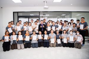 การฝึกอบรม ฝึกอบรม การอบรม อบรม การสัมมนา สัมมนา จัดสัมมนา การสอน สอน วิชา บรรยาย ปฏิบัติ ฝึกปฏิบัติ กิจกรรมกลุ่ม ประชุม ระดมสมอง อภิปราย รายงาน นำเสนอ train training seminar topic course outline proposal group brainstorming workshop discuss discussion content topic syllabus curriculum development วิชา เนื้อหา หัวข้อ รูปแบบ ผู้เข้าอบรม ห้องเรียน ห้องอบรม ห้องประชุม หลักสูตรหัวหน้างาน หลักสูตรพัฒนาหัวหน้างาน หลักสูตรหัวหน้างานยุคใหม่ การบริหาร management หัวหน้างาน supervisor การบังคับบัญชาสำหรับหัวหน้างาน supervisory บทบาทหัวหน้างาน บทบาทและหน้าที่หัวหน้างาน supervisory skill การแก้ปัญหาและตัดสินใจ problem solving problem solving and decision making การบริหารความขัดแย้ง conflict conflict management การเป็นผู้นำ leadership ผู้นำ leader โค้ช coach การสอนงาน coaching การสั่งการ การสั่งงาน directing การมอบหมายงาน delegation การควบคุมงาน controlling การจูงใจ การจูงใจผู้ใต้บังคับบัญชา การจูงใจลูกน้อง motivation การประเมินผลการปฏิบัติงาน performance appraisal การบริหารทรัพยากรบุคคล human resource management งานด้านบุคคล hr human resource การบริหารทรัพยากรมนุษย์ การพัฒนาบุคลากร แผนการฝึกอบรมประจำปี training training road map การรักษาบุคลากร engagement การรักษาคนเก่ง talent retention การคิดอย่างเป็นระบบ systematic thinking การคิดสร้างสรรค์ creative thinking การทำงานเป็นทีม team teamwork การสื่อสาร communication การประสานงาน cooperation การเจรจาต่อรอง negotiation การนำเสนอ present presentation presentation skill presentation technique การวางแผน plan planning การจัดลำดับความสำคัญของงาน priority setting การให้คำปรึกษา counseling การเป็นพี่เลี้ยง พี่เลี้ยง mentor mentoring การสัมภาษณ์พนักงาน interview interviewing ความฉลาดทางอารมณ์ E.Q. e.q. 5ส 5s การเพิ่มผลผลิต productivity การลดต้นทุน cost cost reduction การขาย sales การตลาด marketing การให้บริการ service service mind การบริหารลูกค้าสัมพันธ์ crm customer relationship management การบริหารเชิงกลยุทธ์ strategic management การวางแผนกลยุทธ์ strategic planning การกำหนดตัวชี้วัดในการทำงาน kpi การบริหารเวลา time management โหงวเฮ้ง kaizen บริษัท ไอเดียล อินโนเวชั่น จำกัด ไอเดียลอินโนเวชั่น วิชิต สุรพนานนท์ชัย ดร.วิชิต สุรพนานนท์ชัย วิทยากร อาจารย์ ด๊อกเตอร์ ดร. บริษัทวางระบบองค์กร วางระบบองค์กร วางระบบบริษัท รับวางระบบบริษัท บริษัทวางระบบ การวางระบบบริษัท บริษัทที่ปรึกษา บริษัทวางระบบด้านงานบุคคล ที่ปรึกษา งานที่ปรึกษา ที่ปรึกษาด้าน hr บริษัทที่ปรึกษาด้าน hr ที่ปรึกษา hr ปรึกษา hr ที่ปรึกษางาน hr ที่ปรึกษาด้านทรัพยากรบุคคล บริษัท hr consultant บริษัทที่ปรึกษาด้าน hrd ที่ปรึกษา hrd ปรึกษา hrd ที่ปรึกษางาน hrd บริษัทที่ปรึกษาธุรกิจ บริษัทที่ปรึกษาจำกัด ที่ปรึกษาองค์กร บริษัทรับวางระบบ วางระบบด้านงานบุคคล วางระบบด้านการบริหาร วางระบบด้าน hr งานด้าน hr ผู้เชี่ยวชาญด้าน hr ที่ปรึกษาด้านการขาย วางระบบด้านการขาย ที่ปรึกษาด้านการตลาด วางระบบด้านการตลาด ที่ปรึกษาด้านบัญชี วางระบบด้านบัญชี ที่ปรึกษาด้านการเงิน วางระบบด้านการเงิน ที่ปรึกษาด้านบริการ วางระบบด้านบริการ DeepSeek Gemini ChatGPT