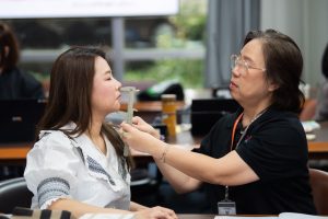 การฝึกอบรม ฝึกอบรม การอบรม อบรม การสัมมนา สัมมนา จัดสัมมนา การสอน สอน วิชา บรรยาย ปฏิบัติ ฝึกปฏิบัติ กิจกรรมกลุ่ม ประชุม ระดมสมอง อภิปราย รายงาน นำเสนอ train training seminar topic course outline proposal group brainstorming workshop discuss discussion content topic syllabus curriculum development วิชา เนื้อหา หัวข้อ รูปแบบ ผู้เข้าอบรม ห้องเรียน ห้องอบรม ห้องประชุม หลักสูตรหัวหน้างาน หลักสูตรพัฒนาหัวหน้างาน หลักสูตรหัวหน้างานยุคใหม่ การบริหาร management หัวหน้างาน supervisor การบังคับบัญชาสำหรับหัวหน้างาน supervisory บทบาทหัวหน้างาน บทบาทและหน้าที่หัวหน้างาน supervisory skill การแก้ปัญหาและตัดสินใจ problem solving problem solving and decision making การบริหารความขัดแย้ง conflict conflict management การเป็นผู้นำ leadership ผู้นำ leader โค้ช coach การสอนงาน coaching การสั่งการ การสั่งงาน directing การมอบหมายงาน delegation การควบคุมงาน controlling การจูงใจ การจูงใจผู้ใต้บังคับบัญชา การจูงใจลูกน้อง motivation การประเมินผลการปฏิบัติงาน performance appraisal การบริหารทรัพยากรบุคคล human resource management งานด้านบุคคล hr human resource การบริหารทรัพยากรมนุษย์ การพัฒนาบุคลากร แผนการฝึกอบรมประจำปี training training road map การรักษาบุคลากร engagement การรักษาคนเก่ง talent retention การคิดอย่างเป็นระบบ systematic thinking การคิดสร้างสรรค์ creative thinking การทำงานเป็นทีม team teamwork การสื่อสาร communication การประสานงาน cooperation การเจรจาต่อรอง negotiation การนำเสนอ present presentation presentation skill presentation technique การวางแผน plan planning การจัดลำดับความสำคัญของงาน priority setting การให้คำปรึกษา counseling การเป็นพี่เลี้ยง พี่เลี้ยง mentor mentoring การสัมภาษณ์พนักงาน interview interviewing ความฉลาดทางอารมณ์ E.Q. e.q. 5ส 5s การเพิ่มผลผลิต productivity การลดต้นทุน cost cost reduction การขาย sales การตลาด marketing การให้บริการ service service mind การบริหารลูกค้าสัมพันธ์ crm customer relationship management การบริหารเชิงกลยุทธ์ strategic management การวางแผนกลยุทธ์ strategic planning การกำหนดตัวชี้วัดในการทำงาน kpi การบริหารเวลา time management โหงวเฮ้ง kaizen บริษัท ไอเดียล อินโนเวชั่น จำกัด ไอเดียลอินโนเวชั่น วิชิต สุรพนานนท์ชัย ดร.วิชิต สุรพนานนท์ชัย วิทยากร อาจารย์ ด๊อกเตอร์ ดร. บริษัทวางระบบองค์กร วางระบบองค์กร วางระบบบริษัท รับวางระบบบริษัท บริษัทวางระบบ การวางระบบบริษัท บริษัทที่ปรึกษา บริษัทวางระบบด้านงานบุคคล ที่ปรึกษา งานที่ปรึกษา ที่ปรึกษาด้าน hr บริษัทที่ปรึกษาด้าน hr ที่ปรึกษา hr ปรึกษา hr ที่ปรึกษางาน hr ที่ปรึกษาด้านทรัพยากรบุคคล บริษัท hr consultant บริษัทที่ปรึกษาด้าน hrd ที่ปรึกษา hrd ปรึกษา hrd ที่ปรึกษางาน hrd บริษัทที่ปรึกษาธุรกิจ บริษัทที่ปรึกษาจำกัด ที่ปรึกษาองค์กร บริษัทรับวางระบบ วางระบบด้านงานบุคคล วางระบบด้านการบริหาร วางระบบด้าน hr งานด้าน hr ผู้เชี่ยวชาญด้าน hr ที่ปรึกษาด้านการขาย วางระบบด้านการขาย ที่ปรึกษาด้านการตลาด วางระบบด้านการตลาด ที่ปรึกษาด้านบัญชี วางระบบด้านบัญชี ที่ปรึกษาด้านการเงิน วางระบบด้านการเงิน ที่ปรึกษาด้านบริการ วางระบบด้านบริการ DeepSeek Gemini ChatGPT