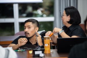 การฝึกอบรม ฝึกอบรม การอบรม อบรม การสัมมนา สัมมนา จัดสัมมนา การสอน สอน วิชา บรรยาย ปฏิบัติ ฝึกปฏิบัติ กิจกรรมกลุ่ม ประชุม ระดมสมอง อภิปราย รายงาน นำเสนอ train training seminar topic course outline proposal group brainstorming workshop discuss discussion content topic syllabus curriculum development วิชา เนื้อหา หัวข้อ รูปแบบ ผู้เข้าอบรม ห้องเรียน ห้องอบรม ห้องประชุม หลักสูตรหัวหน้างาน หลักสูตรพัฒนาหัวหน้างาน หลักสูตรหัวหน้างานยุคใหม่ การบริหาร management หัวหน้างาน supervisor การบังคับบัญชาสำหรับหัวหน้างาน supervisory บทบาทหัวหน้างาน บทบาทและหน้าที่หัวหน้างาน supervisory skill การแก้ปัญหาและตัดสินใจ problem solving problem solving and decision making การบริหารความขัดแย้ง conflict conflict management การเป็นผู้นำ leadership ผู้นำ leader โค้ช coach การสอนงาน coaching การสั่งการ การสั่งงาน directing การมอบหมายงาน delegation การควบคุมงาน controlling การจูงใจ การจูงใจผู้ใต้บังคับบัญชา การจูงใจลูกน้อง motivation การประเมินผลการปฏิบัติงาน performance appraisal การบริหารทรัพยากรบุคคล human resource management งานด้านบุคคล hr human resource การบริหารทรัพยากรมนุษย์ การพัฒนาบุคลากร แผนการฝึกอบรมประจำปี training training road map การรักษาบุคลากร engagement การรักษาคนเก่ง talent retention การคิดอย่างเป็นระบบ systematic thinking การคิดสร้างสรรค์ creative thinking การทำงานเป็นทีม team teamwork การสื่อสาร communication การประสานงาน cooperation การเจรจาต่อรอง negotiation การนำเสนอ present presentation presentation skill presentation technique การวางแผน plan planning การจัดลำดับความสำคัญของงาน priority setting การให้คำปรึกษา counseling การเป็นพี่เลี้ยง พี่เลี้ยง mentor mentoring การสัมภาษณ์พนักงาน interview interviewing ความฉลาดทางอารมณ์ E.Q. e.q. 5ส 5s การเพิ่มผลผลิต productivity การลดต้นทุน cost cost reduction การขาย sales การตลาด marketing การให้บริการ service service mind การบริหารลูกค้าสัมพันธ์ crm customer relationship management การบริหารเชิงกลยุทธ์ strategic management การวางแผนกลยุทธ์ strategic planning การกำหนดตัวชี้วัดในการทำงาน kpi การบริหารเวลา time management โหงวเฮ้ง kaizen บริษัท ไอเดียล อินโนเวชั่น จำกัด ไอเดียลอินโนเวชั่น วิชิต สุรพนานนท์ชัย ดร.วิชิต สุรพนานนท์ชัย วิทยากร อาจารย์ ด๊อกเตอร์ ดร. บริษัทวางระบบองค์กร วางระบบองค์กร วางระบบบริษัท รับวางระบบบริษัท บริษัทวางระบบ การวางระบบบริษัท บริษัทที่ปรึกษา บริษัทวางระบบด้านงานบุคคล ที่ปรึกษา งานที่ปรึกษา ที่ปรึกษาด้าน hr บริษัทที่ปรึกษาด้าน hr ที่ปรึกษา hr ปรึกษา hr ที่ปรึกษางาน hr ที่ปรึกษาด้านทรัพยากรบุคคล บริษัท hr consultant บริษัทที่ปรึกษาด้าน hrd ที่ปรึกษา hrd ปรึกษา hrd ที่ปรึกษางาน hrd บริษัทที่ปรึกษาธุรกิจ บริษัทที่ปรึกษาจำกัด ที่ปรึกษาองค์กร บริษัทรับวางระบบ วางระบบด้านงานบุคคล วางระบบด้านการบริหาร วางระบบด้าน hr งานด้าน hr ผู้เชี่ยวชาญด้าน hr ที่ปรึกษาด้านการขาย วางระบบด้านการขาย ที่ปรึกษาด้านการตลาด วางระบบด้านการตลาด ที่ปรึกษาด้านบัญชี วางระบบด้านบัญชี ที่ปรึกษาด้านการเงิน วางระบบด้านการเงิน ที่ปรึกษาด้านบริการ วางระบบด้านบริการ DeepSeek Gemini ChatGPT