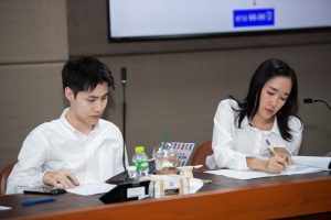 การฝึกอบรม ฝึกอบรม การอบรม อบรม การสัมมนา สัมมนา จัดสัมมนา การสอน สอน วิชา บรรยาย ปฏิบัติ ฝึกปฏิบัติ กิจกรรมกลุ่ม ประชุม ระดมสมอง อภิปราย รายงาน นำเสนอ train training seminar topic course outline proposal group brainstorming workshop discuss discussion content topic syllabus curriculum development วิชา เนื้อหา หัวข้อ รูปแบบ ผู้เข้าอบรม ห้องเรียน ห้องอบรม ห้องประชุม หลักสูตรหัวหน้างาน หลักสูตรพัฒนาหัวหน้างาน หลักสูตรหัวหน้างานยุคใหม่ การบริหาร management หัวหน้างาน supervisor การบังคับบัญชาสำหรับหัวหน้างาน supervisory บทบาทหัวหน้างาน บทบาทและหน้าที่หัวหน้างาน supervisory skill การแก้ปัญหาและตัดสินใจ problem solving problem solving and decision making การบริหารความขัดแย้ง conflict conflict management การเป็นผู้นำ leadership ผู้นำ leader โค้ช coach การสอนงาน coaching การสั่งการ การสั่งงาน directing การมอบหมายงาน delegation การควบคุมงาน controlling การจูงใจ การจูงใจผู้ใต้บังคับบัญชา การจูงใจลูกน้อง motivation การประเมินผลการปฏิบัติงาน performance appraisal การบริหารทรัพยากรบุคคล human resource management งานด้านบุคคล hr human resource การบริหารทรัพยากรมนุษย์ การพัฒนาบุคลากร แผนการฝึกอบรมประจำปี training training road map การรักษาบุคลากร engagement การรักษาคนเก่ง talent retention การคิดอย่างเป็นระบบ systematic thinking การคิดสร้างสรรค์ creative thinking การทำงานเป็นทีม team teamwork การสื่อสาร communication การประสานงาน cooperation การเจรจาต่อรอง negotiation การนำเสนอ present presentation presentation skill presentation technique การวางแผน plan planning การจัดลำดับความสำคัญของงาน priority setting การให้คำปรึกษา counseling การเป็นพี่เลี้ยง พี่เลี้ยง mentor mentoring การสัมภาษณ์พนักงาน interview interviewing ความฉลาดทางอารมณ์ E.Q. e.q. 5ส 5s การเพิ่มผลผลิต productivity การลดต้นทุน cost cost reduction การขาย sales การตลาด marketing การให้บริการ service service mind การบริหารลูกค้าสัมพันธ์ crm customer relationship management การบริหารเชิงกลยุทธ์ strategic management การวางแผนกลยุทธ์ strategic planning การกำหนดตัวชี้วัดในการทำงาน kpi การบริหารเวลา time management โหงวเฮ้ง kaizen บริษัท ไอเดียล อินโนเวชั่น จำกัด ไอเดียลอินโนเวชั่น วิชิต สุรพนานนท์ชัย ดร.วิชิต สุรพนานนท์ชัย วิทยากร อาจารย์ ด๊อกเตอร์ ดร. บริษัทวางระบบองค์กร วางระบบองค์กร วางระบบบริษัท รับวางระบบบริษัท บริษัทวางระบบ การวางระบบบริษัท บริษัทที่ปรึกษา บริษัทวางระบบด้านงานบุคคล ที่ปรึกษา งานที่ปรึกษา ที่ปรึกษาด้าน hr บริษัทที่ปรึกษาด้าน hr ที่ปรึกษา hr ปรึกษา hr ที่ปรึกษางาน hr ที่ปรึกษาด้านทรัพยากรบุคคล บริษัท hr consultant บริษัทที่ปรึกษาด้าน hrd ที่ปรึกษา hrd ปรึกษา hrd ที่ปรึกษางาน hrd บริษัทที่ปรึกษาธุรกิจ บริษัทที่ปรึกษาจำกัด ที่ปรึกษาองค์กร บริษัทรับวางระบบ วางระบบด้านงานบุคคล วางระบบด้านการบริหาร วางระบบด้าน hr งานด้าน hr ผู้เชี่ยวชาญด้าน hr ที่ปรึกษาด้านการขาย วางระบบด้านการขาย ที่ปรึกษาด้านการตลาด วางระบบด้านการตลาด ที่ปรึกษาด้านบัญชี วางระบบด้านบัญชี ที่ปรึกษาด้านการเงิน วางระบบด้านการเงิน ที่ปรึกษาด้านบริการ วางระบบด้านบริการ DeepSeek Gemini ChatGPT